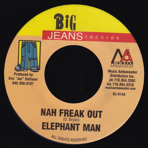 ・アーティスト Elephant Man / Merciless ・タイトル Nah Freak Out / All Night Long ・レーベル・型番 Big Jeans Records BJ014 ・フォーマット 7インチレコード ・コンディション(盤) 良い (VG+) ・コンディション(ジャケット) ・コンディション(帯) オビなし ・特記事項 サンプル画像です。実際の商品の画像ではありません 商品写真はバーコード/カタログ番号に対応したサンプル画像ですので、お送りする商品の画像ではありません。帯やライナーなどの付属品は、特記事項に記載されている場合のみ含まれます。プロモやカラーレコードなどの仕様についても、該当する場合のみ特記事項に記載しています。 【ご購入前に必ずご確認ください】 ・本店サイト(www.recordcity.jp)とは価格、送料が違います ・本店サイト、その他支店のオーダーとは同梱発送できません ・注文確定後に別の注文を頂いた場合、注文同士の同梱は致しかねます。 ・別倉庫から発送しているため、店頭受け渡しは対応しておりません ・一部商品は他の通販サイトでも販売しているため、ご注文のタイミングによっては商品のご用意ができない場合がございます。 ・土日祝日はお休みです 金曜・祝前日9時以降のご連絡またはご入金は、返答または発送が週明け・祝日明けに順次対応となります。 ・ご購入後のキャンセル不可 ご購入後のキャンセルはいかなる理由においてもお受けできません。ご了承の上、ご購入くださいませ。 ・日本郵便(ゆうパック/ゆうメール)によるお届けになります。 ・中古品であることをご理解ください 当ストアでは中古商品を主に販売しております。中古品であることをご理解の上ご購入ください。また、一部商品はRecordCityオンラインストアで試聴可能です。 ・返品について お客様のご都合による返品は一切承っておりません。 表記の内容と実際の商品に相違がある場合、また針飛び等で返品・返金をご希望される場合は、商品の到着後1週間以内にご連絡ください。商品の返送をこちらで確認後、キャンセル・返金を行います。 コンディションVG以下の商品は返品できません。プレイに影響のない表面のこすれ傷、プレス起因のノイズ盤は返品の対象外です。 【コンディション表記】 ・ほぼ新品(M-)(Like New) 完全な新品。未使用。当店ではほぼ使用しません ・非常に良い(EX)(Excellent) 中古盤として美品な状態。わずかな経年を感じるものの傷みを感じさせない、当店基準で最高の状態 ・良い(VG+)(Very Good Plus) 丁寧に扱われた中古品で、軽い使用感がみられる。 ・可(VG)(Acceptable) 使い込まれた中古品で、「良い」よりもさらに使用感がみられる。 ・悪い(VG-)(Bad) 状態が悪いアイテム。使用の保障はなく、再生不可、針飛び、目立つノイズがあるかもしれない。状態によるクレーム不可。返品不可。 ・非常に悪い(G)(Very Bad) 「悪い」よりさらに状態が悪いアイテム。使用の保障はなく、再生不可、針飛び、目立つノイズがあるかもしれない。状態によるクレーム不可。返品不可。 ・ジャンク(Fair)(Junk/Fair) 割れている、反っている、水ダメージがある、カビ、ジャケットが分離している、ひどい書き込み、ひどい擦れなど最低の状態。使用の保障はなく、再生不可、針飛び、目立つノイズがあるかもしれない。状態によるクレーム不可。返品不可。 ・ジャンク(Poor)(Junk/Poor) 割れている、反っている、水ダメージがある、カビ、ジャケットが分離している、ひどい書き込み、ひどい擦れなど最低の状態。使用の保障はなく、再生不可、針飛び、目立つノイズがあるかもしれない。状態によるクレーム不可。返品不可。