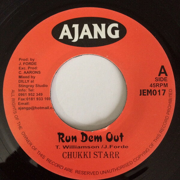 ・アーティスト Chukki Star ・タイトル Run Dem Out ・レーベル・型番 Ajang JEM017 ・フォーマット 7インチレコード ・コンディション(盤) 良い (VG+) ・コンディション(ジャケット) ・コンディション(帯) オビなし ・特記事項 サンプル画像です。実際の商品の画像ではありません 商品写真はバーコード/カタログ番号に対応したサンプル画像ですので、お送りする商品の画像ではありません。帯やライナーなどの付属品は、特記事項に記載されている場合のみ含まれます。プロモやカラーレコードなどの仕様についても、該当する場合のみ特記事項に記載しています。 【ご購入前に必ずご確認ください】 ・本店サイト(www.recordcity.jp)とは価格、送料が違います ・本店サイト、その他支店のオーダーとは同梱発送できません ・注文確定後に別の注文を頂いた場合、注文同士の同梱は致しかねます。 ・別倉庫から発送しているため、店頭受け渡しは対応しておりません ・一部商品は他の通販サイトでも販売しているため、ご注文のタイミングによっては商品のご用意ができない場合がございます。 ・土日祝日はお休みです 金曜・祝前日9時以降のご連絡またはご入金は、返答または発送が週明け・祝日明けに順次対応となります。 ・ご購入後のキャンセル不可 ご購入後のキャンセルはいかなる理由においてもお受けできません。ご了承の上、ご購入くださいませ。 ・日本郵便(ゆうパック/ゆうメール)によるお届けになります。 ・中古品であることをご理解ください 当ストアでは中古商品を主に販売しております。中古品であることをご理解の上ご購入ください。また、一部商品はRecordCityオンラインストアで試聴可能です。 ・返品について お客様のご都合による返品は一切承っておりません。 表記の内容と実際の商品に相違がある場合、また針飛び等で返品・返金をご希望される場合は、商品の到着後1週間以内にご連絡ください。商品の返送をこちらで確認後、キャンセル・返金を行います。 コンディションVG以下の商品は返品できません。プレイに影響のない表面のこすれ傷、プレス起因のノイズ盤は返品の対象外です。 【コンディション表記】 ・ほぼ新品(M-)(Like New) 完全な新品。未使用。当店ではほぼ使用しません ・非常に良い(EX)(Excellent) 中古盤として美品な状態。わずかな経年を感じるものの傷みを感じさせない、当店基準で最高の状態 ・良い(VG+)(Very Good Plus) 丁寧に扱われた中古品で、軽い使用感がみられる。 ・可(VG)(Acceptable) 使い込まれた中古品で、「良い」よりもさらに使用感がみられる。 ・悪い(VG-)(Bad) 状態が悪いアイテム。使用の保障はなく、再生不可、針飛び、目立つノイズがあるかもしれない。状態によるクレーム不可。返品不可。 ・非常に悪い(G)(Very Bad) 「悪い」よりさらに状態が悪いアイテム。使用の保障はなく、再生不可、針飛び、目立つノイズがあるかもしれない。状態によるクレーム不可。返品不可。 ・ジャンク(Fair)(Junk/Fair) 割れている、反っている、水ダメージがある、カビ、ジャケットが分離している、ひどい書き込み、ひどい擦れなど最低の状態。使用の保障はなく、再生不可、針飛び、目立つノイズがあるかもしれない。状態によるクレーム不可。返品不可。 ・ジャンク(Poor)(Junk/Poor) 割れている、反っている、水ダメージがある、カビ、ジャケットが分離している、ひどい書き込み、ひどい擦れなど最低の状態。使用の保障はなく、再生不可、針飛び、目立つノイズがあるかもしれない。状態によるクレーム不可。返品不可。