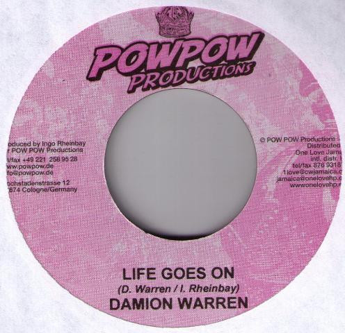・アーティスト Fantan Mojah / Damion Warren ・タイトル Wrong Energy / Life Goes On ・レーベル・型番 Pow Pow Productions NONE ・フォーマット 7インチレコード ・コンディション(盤) 良い (VG+) ・コンディション(ジャケット) ・コンディション(帯) オビなし ・特記事項 サンプル画像です。実際の商品の画像ではありません 商品写真はバーコード/カタログ番号に対応したサンプル画像ですので、お送りする商品の画像ではありません。帯やライナーなどの付属品は、特記事項に記載されている場合のみ含まれます。プロモやカラーレコードなどの仕様についても、該当する場合のみ特記事項に記載しています。 【ご購入前に必ずご確認ください】 ・本店サイト(www.recordcity.jp)とは価格、送料が違います ・本店サイト、その他支店のオーダーとは同梱発送できません ・注文確定後に別の注文を頂いた場合、注文同士の同梱は致しかねます。 ・別倉庫から発送しているため、店頭受け渡しは対応しておりません ・一部商品は他の通販サイトでも販売しているため、ご注文のタイミングによっては商品のご用意ができない場合がございます。 ・土日祝日はお休みです 金曜・祝前日9時以降のご連絡またはご入金は、返答または発送が週明け・祝日明けに順次対応となります。 ・ご購入後のキャンセル不可 ご購入後のキャンセルはいかなる理由においてもお受けできません。ご了承の上、ご購入くださいませ。 ・日本郵便(ゆうパック/ゆうメール)によるお届けになります。 ・中古品であることをご理解ください 当ストアでは中古商品を主に販売しております。中古品であることをご理解の上ご購入ください。また、一部商品はRecordCityオンラインストアで試聴可能です。 ・返品について お客様のご都合による返品は一切承っておりません。 表記の内容と実際の商品に相違がある場合、また針飛び等で返品・返金をご希望される場合は、商品の到着後1週間以内にご連絡ください。商品の返送をこちらで確認後、キャンセル・返金を行います。 コンディションVG以下の商品は返品できません。プレイに影響のない表面のこすれ傷、プレス起因のノイズ盤は返品の対象外です。 【コンディション表記】 ・ほぼ新品(M-)(Like New) 完全な新品。未使用。当店ではほぼ使用しません ・非常に良い(EX)(Excellent) 中古盤として美品な状態。わずかな経年を感じるものの傷みを感じさせない、当店基準で最高の状態 ・良い(VG+)(Very Good Plus) 丁寧に扱われた中古品で、軽い使用感がみられる。 ・可(VG)(Acceptable) 使い込まれた中古品で、「良い」よりもさらに使用感がみられる。 ・悪い(VG-)(Bad) 状態が悪いアイテム。使用の保障はなく、再生不可、針飛び、目立つノイズがあるかもしれない。状態によるクレーム不可。返品不可。 ・非常に悪い(G)(Very Bad) 「悪い」よりさらに状態が悪いアイテム。使用の保障はなく、再生不可、針飛び、目立つノイズがあるかもしれない。状態によるクレーム不可。返品不可。 ・ジャンク(Fair)(Junk/Fair) 割れている、反っている、水ダメージがある、カビ、ジャケットが分離している、ひどい書き込み、ひどい擦れなど最低の状態。使用の保障はなく、再生不可、針飛び、目立つノイズがあるかもしれない。状態によるクレーム不可。返品不可。 ・ジャンク(Poor)(Junk/Poor) 割れている、反っている、水ダメージがある、カビ、ジャケットが分離している、ひどい書き込み、ひどい擦れなど最低の状態。使用の保障はなく、再生不可、針飛び、目立つノイズがあるかもしれない。状態によるクレーム不可。返品不可。