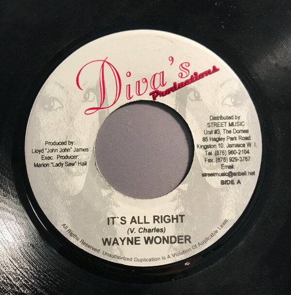 ・アーティスト Wayne Wonder ・タイトル It's All Right ・レーベル・型番 Diva's Productions (2) NONE ・フォーマット 7インチレコード ・コンディション(盤) 良い (VG+) ・コンディション(ジャケット) ・コンディション(帯) オビなし ・特記事項 サンプル画像です。実際の商品の画像ではありません 商品写真はバーコード/カタログ番号に対応したサンプル画像ですので、お送りする商品の画像ではありません。帯やライナーなどの付属品は、特記事項に記載されている場合のみ含まれます。プロモやカラーレコードなどの仕様についても、該当する場合のみ特記事項に記載しています。 【ご購入前に必ずご確認ください】 ・本店サイト(www.recordcity.jp)とは価格、送料が違います ・本店サイト、その他支店のオーダーとは同梱発送できません ・注文確定後に別の注文を頂いた場合、注文同士の同梱は致しかねます。 ・別倉庫から発送しているため、店頭受け渡しは対応しておりません ・一部商品は他の通販サイトでも販売しているため、ご注文のタイミングによっては商品のご用意ができない場合がございます。 ・土日祝日はお休みです 金曜・祝前日9時以降のご連絡またはご入金は、返答または発送が週明け・祝日明けに順次対応となります。 ・ご購入後のキャンセル不可 ご購入後のキャンセルはいかなる理由においてもお受けできません。ご了承の上、ご購入くださいませ。 ・日本郵便(ゆうパック/ゆうメール)によるお届けになります。 ・中古品であることをご理解ください 当ストアでは中古商品を主に販売しております。中古品であることをご理解の上ご購入ください。また、一部商品はRecordCityオンラインストアで試聴可能です。 ・返品について お客様のご都合による返品は一切承っておりません。 表記の内容と実際の商品に相違がある場合、また針飛び等で返品・返金をご希望される場合は、商品の到着後1週間以内にご連絡ください。商品の返送をこちらで確認後、キャンセル・返金を行います。 コンディションVG以下の商品は返品できません。プレイに影響のない表面のこすれ傷、プレス起因のノイズ盤は返品の対象外です。 【コンディション表記】 ・ほぼ新品(M-)(Like New) 完全な新品。未使用。当店ではほぼ使用しません ・非常に良い(EX)(Excellent) 中古盤として美品な状態。わずかな経年を感じるものの傷みを感じさせない、当店基準で最高の状態 ・良い(VG+)(Very Good Plus) 丁寧に扱われた中古品で、軽い使用感がみられる。 ・可(VG)(Acceptable) 使い込まれた中古品で、「良い」よりもさらに使用感がみられる。 ・悪い(VG-)(Bad) 状態が悪いアイテム。使用の保障はなく、再生不可、針飛び、目立つノイズがあるかもしれない。状態によるクレーム不可。返品不可。 ・非常に悪い(G)(Very Bad) 「悪い」よりさらに状態が悪いアイテム。使用の保障はなく、再生不可、針飛び、目立つノイズがあるかもしれない。状態によるクレーム不可。返品不可。 ・ジャンク(Fair)(Junk/Fair) 割れている、反っている、水ダメージがある、カビ、ジャケットが分離している、ひどい書き込み、ひどい擦れなど最低の状態。使用の保障はなく、再生不可、針飛び、目立つノイズがあるかもしれない。状態によるクレーム不可。返品不可。 ・ジャンク(Poor)(Junk/Poor) 割れている、反っている、水ダメージがある、カビ、ジャケットが分離している、ひどい書き込み、ひどい擦れなど最低の状態。使用の保障はなく、再生不可、針飛び、目立つノイズがあるかもしれない。状態によるクレーム不可。返品不可。