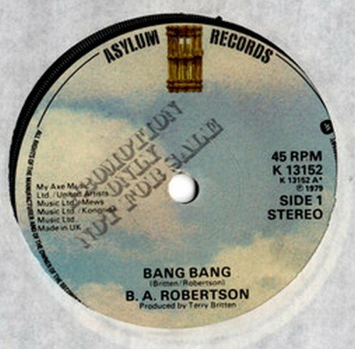 ・アーティスト B. A. Robertson ・タイトル Bang Bang / 2(b) B Side The C Side ・レーベル・型番 ASYLUM K13152PROMO ・フォーマット 7インチレコード ・コンディション(盤) 良い (VG+) ・コンディション(ジャケット) 可 (VG) ・コンディション(帯) オビなし ・特記事項 【プロモスタンプ】【カバー破れ】【カバー折れ/しわ】 サンプル画像です。実際の商品の画像ではありません 商品写真はバーコード/カタログ番号に対応したサンプル画像ですので、お送りする商品の画像ではありません。帯やライナーなどの付属品は、特記事項に記載されている場合のみ含まれます。プロモやカラーレコードなどの仕様についても、該当する場合のみ特記事項に記載しています。 【ご購入前に必ずご確認ください】 ・本店サイト(www.recordcity.jp)とは価格、送料が違います ・本店サイト、その他支店のオーダーとは同梱発送できません ・注文確定後に別の注文を頂いた場合、注文同士の同梱は致しかねます。 ・別倉庫から発送しているため、店頭受け渡しは対応しておりません ・一部商品は他の通販サイトでも販売しているため、ご注文のタイミングによっては商品のご用意ができない場合がございます。 ・土日祝日はお休みです 金曜・祝前日9時以降のご連絡またはご入金は、返答または発送が週明け・祝日明けに順次対応となります。 ・ご購入後のキャンセル不可 ご購入後のキャンセルはいかなる理由においてもお受けできません。ご了承の上、ご購入くださいませ。 ・日本郵便(ゆうパック/ゆうメール)によるお届けになります。 ・中古品であることをご理解ください 当ストアでは中古商品を主に販売しております。中古品であることをご理解の上ご購入ください。また、一部商品はRecordCityオンラインストアで試聴可能です。 ・返品について お客様のご都合による返品は一切承っておりません。 表記の内容と実際の商品に相違がある場合、また針飛び等で返品・返金をご希望される場合は、商品の到着後1週間以内にご連絡ください。商品の返送をこちらで確認後、キャンセル・返金を行います。 コンディションVG以下の商品は返品できません。プレイに影響のない表面のこすれ傷、プレス起因のノイズ盤は返品の対象外です。 【コンディション表記】 ・ほぼ新品(M-)(Like New) 完全な新品。未使用。当店ではほぼ使用しません ・非常に良い(EX)(Excellent) 中古盤として美品な状態。わずかな経年を感じるものの傷みを感じさせない、当店基準で最高の状態 ・良い(VG+)(Very Good Plus) 丁寧に扱われた中古品で、軽い使用感がみられる。 ・可(VG)(Acceptable) 使い込まれた中古品で、「良い」よりもさらに使用感がみられる。 ・悪い(VG-)(Bad) 状態が悪いアイテム。使用の保障はなく、再生不可、針飛び、目立つノイズがあるかもしれない。状態によるクレーム不可。返品不可。 ・非常に悪い(G)(Very Bad) 「悪い」よりさらに状態が悪いアイテム。使用の保障はなく、再生不可、針飛び、目立つノイズがあるかもしれない。状態によるクレーム不可。返品不可。 ・ジャンク(Fair)(Junk/Fair) 割れている、反っている、水ダメージがある、カビ、ジャケットが分離している、ひどい書き込み、ひどい擦れなど最低の状態。使用の保障はなく、再生不可、針飛び、目立つノイズがあるかもしれない。状態によるクレーム不可。返品不可。 ・ジャンク(Poor)(Junk/Poor) 割れている、反っている、水ダメージがある、カビ、ジャケットが分離している、ひどい書き込み、ひどい擦れなど最低の状態。使用の保障はなく、再生不可、針飛び、目立つノイズがあるかもしれない。状態によるクレーム不可。返品不可。