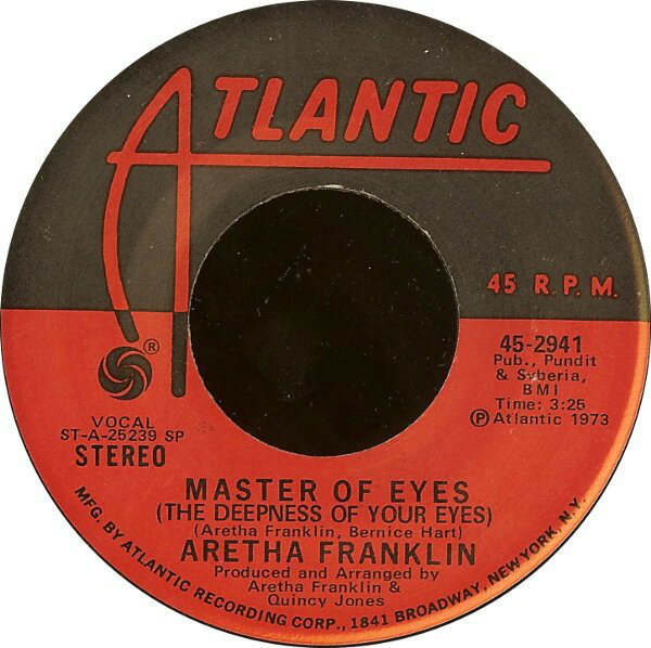 ・アーティスト Aretha Franklin ・タイトル Master Of Eyes (The Deepness Of Your Eyes) ・レーベル・型番 Atlantic 452941 ・フォーマット 7インチレコード ・コンディション(盤) 良い (VG+) ・コンディション(ジャケット) プレインカバー（元ジャケット／カバー無し） ・コンディション(帯) オビなし ・特記事項 サンプル画像です。実際の商品の画像ではありません 商品写真はバーコード/カタログ番号に対応したサンプル画像ですので、お送りする商品の画像ではありません。帯やライナーなどの付属品は、特記事項に記載されている場合のみ含まれます。プロモやカラーレコードなどの仕様についても、該当する場合のみ特記事項に記載しています。 【ご購入前に必ずご確認ください】 ・本店サイト(www.recordcity.jp)とは価格、送料が違います ・本店サイト、その他支店のオーダーとは同梱発送できません ・注文確定後に別の注文を頂いた場合、注文同士の同梱は致しかねます。 ・別倉庫から発送しているため、店頭受け渡しは対応しておりません ・一部商品は他の通販サイトでも販売しているため、ご注文のタイミングによっては商品のご用意ができない場合がございます。 ・土日祝日はお休みです 金曜・祝前日9時以降のご連絡またはご入金は、返答または発送が週明け・祝日明けに順次対応となります。 ・ご購入後のキャンセル不可 ご購入後のキャンセルはいかなる理由においてもお受けできません。ご了承の上、ご購入くださいませ。 ・日本郵便(ゆうパック/ゆうメール)によるお届けになります。 ・中古品であることをご理解ください 当ストアでは中古商品を主に販売しております。中古品であることをご理解の上ご購入ください。また、一部商品はRecordCityオンラインストアで試聴可能です。 ・返品について お客様のご都合による返品は一切承っておりません。 表記の内容と実際の商品に相違がある場合、また針飛び等で返品・返金をご希望される場合は、商品の到着後1週間以内にご連絡ください。商品の返送をこちらで確認後、キャンセル・返金を行います。 コンディションVG以下の商品は返品できません。プレイに影響のない表面のこすれ傷、プレス起因のノイズ盤は返品の対象外です。 【コンディション表記】 ・ほぼ新品(M-)(Like New) 完全な新品。未使用。当店ではほぼ使用しません ・非常に良い(EX)(Excellent) 中古盤として美品な状態。わずかな経年を感じるものの傷みを感じさせない、当店基準で最高の状態 ・良い(VG+)(Very Good Plus) 丁寧に扱われた中古品で、軽い使用感がみられる。 ・可(VG)(Acceptable) 使い込まれた中古品で、「良い」よりもさらに使用感がみられる。 ・悪い(VG-)(Bad) 状態が悪いアイテム。使用の保障はなく、再生不可、針飛び、目立つノイズがあるかもしれない。状態によるクレーム不可。返品不可。 ・非常に悪い(G)(Very Bad) 「悪い」よりさらに状態が悪いアイテム。使用の保障はなく、再生不可、針飛び、目立つノイズがあるかもしれない。状態によるクレーム不可。返品不可。 ・ジャンク(Fair)(Junk/Fair) 割れている、反っている、水ダメージがある、カビ、ジャケットが分離している、ひどい書き込み、ひどい擦れなど最低の状態。使用の保障はなく、再生不可、針飛び、目立つノイズがあるかもしれない。状態によるクレーム不可。返品不可。 ・ジャンク(Poor)(Junk/Poor) 割れている、反っている、水ダメージがある、カビ、ジャケットが分離している、ひどい書き込み、ひどい擦れなど最低の状態。使用の保障はなく、再生不可、針飛び、目立つノイズがあるかもしれない。状態によるクレーム不可。返品不可。