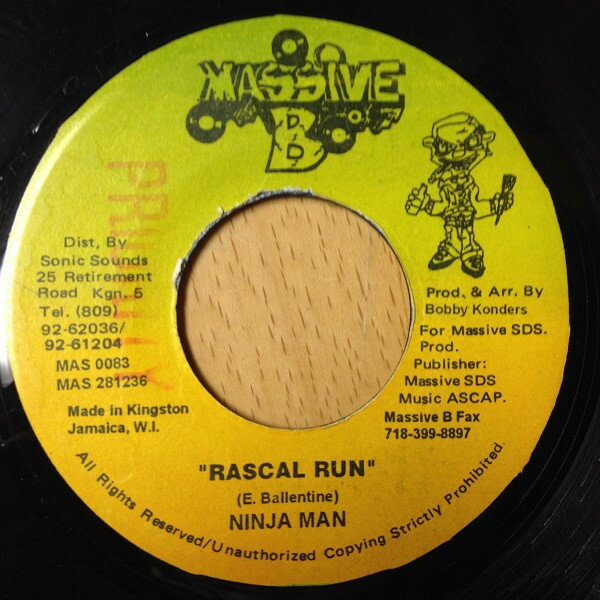 ・アーティスト Ninjaman ・タイトル Rascal Run ・レーベル・型番 Massive B MAS0083 ・フォーマット 7インチレコード ・コンディション(盤) 良い (VG+) ・コンディション(ジャケット) プレインカバー（元ジャケット／カバー無し） ・コンディション(帯) オビなし ・特記事項 サンプル画像です。実際の商品の画像ではありません 商品写真はバーコード/カタログ番号に対応したサンプル画像ですので、お送りする商品の画像ではありません。帯やライナーなどの付属品は、特記事項に記載されている場合のみ含まれます。プロモやカラーレコードなどの仕様についても、該当する場合のみ特記事項に記載しています。 【ご購入前に必ずご確認ください】 ・本店サイト(www.recordcity.jp)とは価格、送料が違います ・本店サイト、その他支店のオーダーとは同梱発送できません ・注文確定後に別の注文を頂いた場合、注文同士の同梱は致しかねます。 ・別倉庫から発送しているため、店頭受け渡しは対応しておりません ・一部商品は他の通販サイトでも販売しているため、ご注文のタイミングによっては商品のご用意ができない場合がございます。 ・土日祝日はお休みです 金曜・祝前日9時以降のご連絡またはご入金は、返答または発送が週明け・祝日明けに順次対応となります。 ・ご購入後のキャンセル不可 ご購入後のキャンセルはいかなる理由においてもお受けできません。ご了承の上、ご購入くださいませ。 ・日本郵便(ゆうパック/ゆうメール)によるお届けになります。 ・中古品であることをご理解ください 当ストアでは中古商品を主に販売しております。中古品であることをご理解の上ご購入ください。また、一部商品はRecordCityオンラインストアで試聴可能です。 ・返品について お客様のご都合による返品は一切承っておりません。 表記の内容と実際の商品に相違がある場合、また針飛び等で返品・返金をご希望される場合は、商品の到着後1週間以内にご連絡ください。商品の返送をこちらで確認後、キャンセル・返金を行います。 コンディションVG以下の商品は返品できません。プレイに影響のない表面のこすれ傷、プレス起因のノイズ盤は返品の対象外です。 【コンディション表記】 ・ほぼ新品(M-)(Like New) 完全な新品。未使用。当店ではほぼ使用しません ・非常に良い(EX)(Excellent) 中古盤として美品な状態。わずかな経年を感じるものの傷みを感じさせない、当店基準で最高の状態 ・良い(VG+)(Very Good Plus) 丁寧に扱われた中古品で、軽い使用感がみられる。 ・可(VG)(Acceptable) 使い込まれた中古品で、「良い」よりもさらに使用感がみられる。 ・悪い(VG-)(Bad) 状態が悪いアイテム。使用の保障はなく、再生不可、針飛び、目立つノイズがあるかもしれない。状態によるクレーム不可。返品不可。 ・非常に悪い(G)(Very Bad) 「悪い」よりさらに状態が悪いアイテム。使用の保障はなく、再生不可、針飛び、目立つノイズがあるかもしれない。状態によるクレーム不可。返品不可。 ・ジャンク(Fair)(Junk/Fair) 割れている、反っている、水ダメージがある、カビ、ジャケットが分離している、ひどい書き込み、ひどい擦れなど最低の状態。使用の保障はなく、再生不可、針飛び、目立つノイズがあるかもしれない。状態によるクレーム不可。返品不可。 ・ジャンク(Poor)(Junk/Poor) 割れている、反っている、水ダメージがある、カビ、ジャケットが分離している、ひどい書き込み、ひどい擦れなど最低の状態。使用の保障はなく、再生不可、針飛び、目立つノイズがあるかもしれない。状態によるクレーム不可。返品不可。
