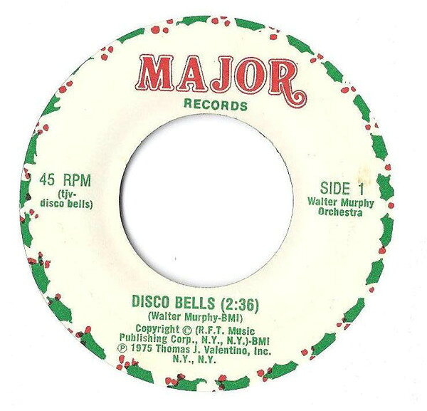 ・アーティスト Walter Murphy Orchestra ・タイトル Disco Bells ・レーベル・型番 Major Records TJV ・フォーマット 7インチレコード ・コンディション(盤) 良い (VG+) ・コンディション(ジャケット) ・コンディション(帯) オビなし ・特記事項 サンプル画像です。実際の商品の画像ではありません 商品写真はバーコード/カタログ番号に対応したサンプル画像ですので、お送りする商品の画像ではありません。帯やライナーなどの付属品は、特記事項に記載されている場合のみ含まれます。プロモやカラーレコードなどの仕様についても、該当する場合のみ特記事項に記載しています。 【ご購入前に必ずご確認ください】 ・本店サイト(www.recordcity.jp)とは価格、送料が違います ・本店サイト、その他支店のオーダーとは同梱発送できません ・注文確定後に別の注文を頂いた場合、注文同士の同梱は致しかねます。 ・別倉庫から発送しているため、店頭受け渡しは対応しておりません ・一部商品は他の通販サイトでも販売しているため、ご注文のタイミングによっては商品のご用意ができない場合がございます。 ・土日祝日はお休みです 金曜・祝前日9時以降のご連絡またはご入金は、返答または発送が週明け・祝日明けに順次対応となります。 ・ご購入後のキャンセル不可 ご購入後のキャンセルはいかなる理由においてもお受けできません。ご了承の上、ご購入くださいませ。 ・日本郵便(ゆうパック/ゆうメール)によるお届けになります。 ・中古品であることをご理解ください 当ストアでは中古商品を主に販売しております。中古品であることをご理解の上ご購入ください。また、一部商品はRecordCityオンラインストアで試聴可能です。 ・返品について お客様のご都合による返品は一切承っておりません。 表記の内容と実際の商品に相違がある場合、また針飛び等で返品・返金をご希望される場合は、商品の到着後1週間以内にご連絡ください。商品の返送をこちらで確認後、キャンセル・返金を行います。 コンディションVG以下の商品は返品できません。プレイに影響のない表面のこすれ傷、プレス起因のノイズ盤は返品の対象外です。 【コンディション表記】 ・ほぼ新品(M-)(Like New) 完全な新品。未使用。当店ではほぼ使用しません ・非常に良い(EX)(Excellent) 中古盤として美品な状態。わずかな経年を感じるものの傷みを感じさせない、当店基準で最高の状態 ・良い(VG+)(Very Good Plus) 丁寧に扱われた中古品で、軽い使用感がみられる。 ・可(VG)(Acceptable) 使い込まれた中古品で、「良い」よりもさらに使用感がみられる。 ・悪い(VG-)(Bad) 状態が悪いアイテム。使用の保障はなく、再生不可、針飛び、目立つノイズがあるかもしれない。状態によるクレーム不可。返品不可。 ・非常に悪い(G)(Very Bad) 「悪い」よりさらに状態が悪いアイテム。使用の保障はなく、再生不可、針飛び、目立つノイズがあるかもしれない。状態によるクレーム不可。返品不可。 ・ジャンク(Fair)(Junk/Fair) 割れている、反っている、水ダメージがある、カビ、ジャケットが分離している、ひどい書き込み、ひどい擦れなど最低の状態。使用の保障はなく、再生不可、針飛び、目立つノイズがあるかもしれない。状態によるクレーム不可。返品不可。 ・ジャンク(Poor)(Junk/Poor) 割れている、反っている、水ダメージがある、カビ、ジャケットが分離している、ひどい書き込み、ひどい擦れなど最低の状態。使用の保障はなく、再生不可、針飛び、目立つノイズがあるかもしれない。状態によるクレーム不可。返品不可。