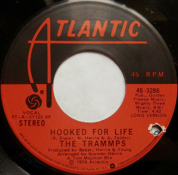・アーティスト Trammps ・タイトル Hooked For Life / It's Alright ・レーベル・型番 Atlantic 453286 ・フォーマット 7インチレコード ・コンディション(盤) 可 (VG) ・コンディション(ジャケット) ・コンディション(帯) オビなし ・特記事項 サンプル画像です。実際の商品の画像ではありません 商品写真はバーコード/カタログ番号に対応したサンプル画像ですので、お送りする商品の画像ではありません。帯やライナーなどの付属品は、特記事項に記載されている場合のみ含まれます。プロモやカラーレコードなどの仕様についても、該当する場合のみ特記事項に記載しています。 【ご購入前に必ずご確認ください】 ・本店サイト(www.recordcity.jp)とは価格、送料が違います ・本店サイト、その他支店のオーダーとは同梱発送できません ・注文確定後に別の注文を頂いた場合、注文同士の同梱は致しかねます。 ・別倉庫から発送しているため、店頭受け渡しは対応しておりません ・一部商品は他の通販サイトでも販売しているため、ご注文のタイミングによっては商品のご用意ができない場合がございます。 ・土日祝日はお休みです 金曜・祝前日9時以降のご連絡またはご入金は、返答または発送が週明け・祝日明けに順次対応となります。 ・ご購入後のキャンセル不可 ご購入後のキャンセルはいかなる理由においてもお受けできません。ご了承の上、ご購入くださいませ。 ・日本郵便(ゆうパック/ゆうメール)によるお届けになります。 ・中古品であることをご理解ください 当ストアでは中古商品を主に販売しております。中古品であることをご理解の上ご購入ください。また、一部商品はRecordCityオンラインストアで試聴可能です。 ・返品について お客様のご都合による返品は一切承っておりません。 表記の内容と実際の商品に相違がある場合、また針飛び等で返品・返金をご希望される場合は、商品の到着後1週間以内にご連絡ください。商品の返送をこちらで確認後、キャンセル・返金を行います。 コンディションVG以下の商品は返品できません。プレイに影響のない表面のこすれ傷、プレス起因のノイズ盤は返品の対象外です。 【コンディション表記】 ・ほぼ新品(M-)(Like New) 完全な新品。未使用。当店ではほぼ使用しません ・非常に良い(EX)(Excellent) 中古盤として美品な状態。わずかな経年を感じるものの傷みを感じさせない、当店基準で最高の状態 ・良い(VG+)(Very Good Plus) 丁寧に扱われた中古品で、軽い使用感がみられる。 ・可(VG)(Acceptable) 使い込まれた中古品で、「良い」よりもさらに使用感がみられる。 ・悪い(VG-)(Bad) 状態が悪いアイテム。使用の保障はなく、再生不可、針飛び、目立つノイズがあるかもしれない。状態によるクレーム不可。返品不可。 ・非常に悪い(G)(Very Bad) 「悪い」よりさらに状態が悪いアイテム。使用の保障はなく、再生不可、針飛び、目立つノイズがあるかもしれない。状態によるクレーム不可。返品不可。 ・ジャンク(Fair)(Junk/Fair) 割れている、反っている、水ダメージがある、カビ、ジャケットが分離している、ひどい書き込み、ひどい擦れなど最低の状態。使用の保障はなく、再生不可、針飛び、目立つノイズがあるかもしれない。状態によるクレーム不可。返品不可。 ・ジャンク(Poor)(Junk/Poor) 割れている、反っている、水ダメージがある、カビ、ジャケットが分離している、ひどい書き込み、ひどい擦れなど最低の状態。使用の保障はなく、再生不可、針飛び、目立つノイズがあるかもしれない。状態によるクレーム不可。返品不可。