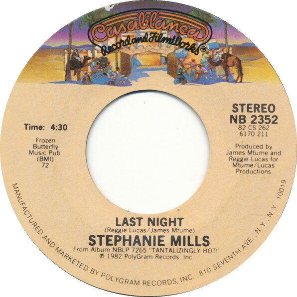 ・アーティスト Stephanie Mills ・タイトル Last Night ・レーベル・型番 Casablanca NB2352 ・フォーマット 7インチレコード ・コンディション(盤) 悪い (VG-) ・コンディション(ジャケット) ・コンディション(帯) オビなし ・特記事項 サンプル画像です。実際の商品の画像ではありません 商品写真はバーコード/カタログ番号に対応したサンプル画像ですので、お送りする商品の画像ではありません。帯やライナーなどの付属品は、特記事項に記載されている場合のみ含まれます。プロモやカラーレコードなどの仕様についても、該当する場合のみ特記事項に記載しています。 【ご購入前に必ずご確認ください】 ・本店サイト(www.recordcity.jp)とは価格、送料が違います ・本店サイト、その他支店のオーダーとは同梱発送できません ・注文確定後に別の注文を頂いた場合、注文同士の同梱は致しかねます。 ・別倉庫から発送しているため、店頭受け渡しは対応しておりません ・一部商品は他の通販サイトでも販売しているため、ご注文のタイミングによっては商品のご用意ができない場合がございます。 ・土日祝日はお休みです 金曜・祝前日9時以降のご連絡またはご入金は、返答または発送が週明け・祝日明けに順次対応となります。 ・ご購入後のキャンセル不可 ご購入後のキャンセルはいかなる理由においてもお受けできません。ご了承の上、ご購入くださいませ。 ・日本郵便(ゆうパック/ゆうメール)によるお届けになります。 ・中古品であることをご理解ください 当ストアでは中古商品を主に販売しております。中古品であることをご理解の上ご購入ください。また、一部商品はRecordCityオンラインストアで試聴可能です。 ・返品について お客様のご都合による返品は一切承っておりません。 表記の内容と実際の商品に相違がある場合、また針飛び等で返品・返金をご希望される場合は、商品の到着後1週間以内にご連絡ください。商品の返送をこちらで確認後、キャンセル・返金を行います。 コンディションVG以下の商品は返品できません。プレイに影響のない表面のこすれ傷、プレス起因のノイズ盤は返品の対象外です。 【コンディション表記】 ・ほぼ新品(M-)(Like New) 完全な新品。未使用。当店ではほぼ使用しません ・非常に良い(EX)(Excellent) 中古盤として美品な状態。わずかな経年を感じるものの傷みを感じさせない、当店基準で最高の状態 ・良い(VG+)(Very Good Plus) 丁寧に扱われた中古品で、軽い使用感がみられる。 ・可(VG)(Acceptable) 使い込まれた中古品で、「良い」よりもさらに使用感がみられる。 ・悪い(VG-)(Bad) 状態が悪いアイテム。使用の保障はなく、再生不可、針飛び、目立つノイズがあるかもしれない。状態によるクレーム不可。返品不可。 ・非常に悪い(G)(Very Bad) 「悪い」よりさらに状態が悪いアイテム。使用の保障はなく、再生不可、針飛び、目立つノイズがあるかもしれない。状態によるクレーム不可。返品不可。 ・ジャンク(Fair)(Junk/Fair) 割れている、反っている、水ダメージがある、カビ、ジャケットが分離している、ひどい書き込み、ひどい擦れなど最低の状態。使用の保障はなく、再生不可、針飛び、目立つノイズがあるかもしれない。状態によるクレーム不可。返品不可。 ・ジャンク(Poor)(Junk/Poor) 割れている、反っている、水ダメージがある、カビ、ジャケットが分離している、ひどい書き込み、ひどい擦れなど最低の状態。使用の保障はなく、再生不可、針飛び、目立つノイズがあるかもしれない。状態によるクレーム不可。返品不可。