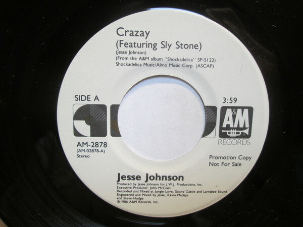 ・アーティスト Jesse Johnson ・タイトル Crazay ・レーベル・型番 A&M Records AM2878 ・フォーマット 7インチレコード ・コンディション(盤) 良い (VG+) ・コンディション(ジャケット) ・コンディション(帯) オビなし ・特記事項 サンプル画像です。実際の商品の画像ではありません 商品写真はバーコード/カタログ番号に対応したサンプル画像ですので、お送りする商品の画像ではありません。帯やライナーなどの付属品は、特記事項に記載されている場合のみ含まれます。プロモやカラーレコードなどの仕様についても、該当する場合のみ特記事項に記載しています。 【ご購入前に必ずご確認ください】 ・本店サイト(www.recordcity.jp)とは価格、送料が違います ・本店サイト、その他支店のオーダーとは同梱発送できません ・注文確定後に別の注文を頂いた場合、注文同士の同梱は致しかねます。 ・別倉庫から発送しているため、店頭受け渡しは対応しておりません ・一部商品は他の通販サイトでも販売しているため、ご注文のタイミングによっては商品のご用意ができない場合がございます。 ・土日祝日はお休みです 金曜・祝前日9時以降のご連絡またはご入金は、返答または発送が週明け・祝日明けに順次対応となります。 ・ご購入後のキャンセル不可 ご購入後のキャンセルはいかなる理由においてもお受けできません。ご了承の上、ご購入くださいませ。 ・日本郵便(ゆうパック/ゆうメール)によるお届けになります。 ・中古品であることをご理解ください 当ストアでは中古商品を主に販売しております。中古品であることをご理解の上ご購入ください。また、一部商品はRecordCityオンラインストアで試聴可能です。 ・返品について お客様のご都合による返品は一切承っておりません。 表記の内容と実際の商品に相違がある場合、また針飛び等で返品・返金をご希望される場合は、商品の到着後1週間以内にご連絡ください。商品の返送をこちらで確認後、キャンセル・返金を行います。 コンディションVG以下の商品は返品できません。プレイに影響のない表面のこすれ傷、プレス起因のノイズ盤は返品の対象外です。 【コンディション表記】 ・ほぼ新品(M-)(Like New) 完全な新品。未使用。当店ではほぼ使用しません ・非常に良い(EX)(Excellent) 中古盤として美品な状態。わずかな経年を感じるものの傷みを感じさせない、当店基準で最高の状態 ・良い(VG+)(Very Good Plus) 丁寧に扱われた中古品で、軽い使用感がみられる。 ・可(VG)(Acceptable) 使い込まれた中古品で、「良い」よりもさらに使用感がみられる。 ・悪い(VG-)(Bad) 状態が悪いアイテム。使用の保障はなく、再生不可、針飛び、目立つノイズがあるかもしれない。状態によるクレーム不可。返品不可。 ・非常に悪い(G)(Very Bad) 「悪い」よりさらに状態が悪いアイテム。使用の保障はなく、再生不可、針飛び、目立つノイズがあるかもしれない。状態によるクレーム不可。返品不可。 ・ジャンク(Fair)(Junk/Fair) 割れている、反っている、水ダメージがある、カビ、ジャケットが分離している、ひどい書き込み、ひどい擦れなど最低の状態。使用の保障はなく、再生不可、針飛び、目立つノイズがあるかもしれない。状態によるクレーム不可。返品不可。 ・ジャンク(Poor)(Junk/Poor) 割れている、反っている、水ダメージがある、カビ、ジャケットが分離している、ひどい書き込み、ひどい擦れなど最低の状態。使用の保障はなく、再生不可、針飛び、目立つノイズがあるかもしれない。状態によるクレーム不可。返品不可。