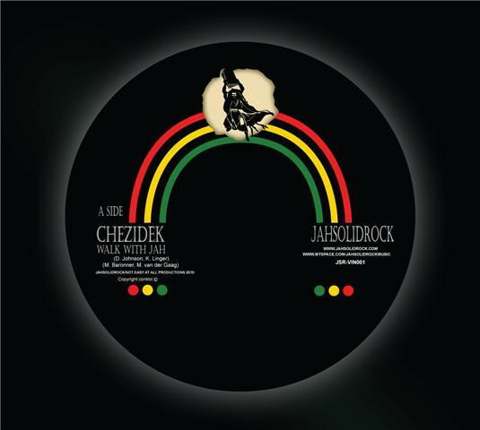 ・アーティスト Chezidek / Benaissa ・タイトル Walk With Jah / African Blood ・レーベル・型番 Jahsolidrock NONE ・フォーマット 7インチレコード ・コンディション(盤) 良い (VG+) ・コンディション(ジャケット) ・コンディション(帯) オビなし ・特記事項 サンプル画像です。実際の商品の画像ではありません 商品写真はバーコード/カタログ番号に対応したサンプル画像ですので、お送りする商品の画像ではありません。帯やライナーなどの付属品は、特記事項に記載されている場合のみ含まれます。プロモやカラーレコードなどの仕様についても、該当する場合のみ特記事項に記載しています。 【ご購入前に必ずご確認ください】 ・本店サイト(www.recordcity.jp)とは価格、送料が違います ・本店サイト、その他支店のオーダーとは同梱発送できません ・注文確定後に別の注文を頂いた場合、注文同士の同梱は致しかねます。 ・別倉庫から発送しているため、店頭受け渡しは対応しておりません ・一部商品は他の通販サイトでも販売しているため、ご注文のタイミングによっては商品のご用意ができない場合がございます。 ・土日祝日はお休みです 金曜・祝前日9時以降のご連絡またはご入金は、返答または発送が週明け・祝日明けに順次対応となります。 ・ご購入後のキャンセル不可 ご購入後のキャンセルはいかなる理由においてもお受けできません。ご了承の上、ご購入くださいませ。 ・日本郵便(ゆうパック/ゆうメール)によるお届けになります。 ・中古品であることをご理解ください 当ストアでは中古商品を主に販売しております。中古品であることをご理解の上ご購入ください。また、一部商品はRecordCityオンラインストアで試聴可能です。 ・返品について お客様のご都合による返品は一切承っておりません。 表記の内容と実際の商品に相違がある場合、また針飛び等で返品・返金をご希望される場合は、商品の到着後1週間以内にご連絡ください。商品の返送をこちらで確認後、キャンセル・返金を行います。 コンディションVG以下の商品は返品できません。プレイに影響のない表面のこすれ傷、プレス起因のノイズ盤は返品の対象外です。 【コンディション表記】 ・ほぼ新品(M-)(Like New) 完全な新品。未使用。当店ではほぼ使用しません ・非常に良い(EX)(Excellent) 中古盤として美品な状態。わずかな経年を感じるものの傷みを感じさせない、当店基準で最高の状態 ・良い(VG+)(Very Good Plus) 丁寧に扱われた中古品で、軽い使用感がみられる。 ・可(VG)(Acceptable) 使い込まれた中古品で、「良い」よりもさらに使用感がみられる。 ・悪い(VG-)(Bad) 状態が悪いアイテム。使用の保障はなく、再生不可、針飛び、目立つノイズがあるかもしれない。状態によるクレーム不可。返品不可。 ・非常に悪い(G)(Very Bad) 「悪い」よりさらに状態が悪いアイテム。使用の保障はなく、再生不可、針飛び、目立つノイズがあるかもしれない。状態によるクレーム不可。返品不可。 ・ジャンク(Fair)(Junk/Fair) 割れている、反っている、水ダメージがある、カビ、ジャケットが分離している、ひどい書き込み、ひどい擦れなど最低の状態。使用の保障はなく、再生不可、針飛び、目立つノイズがあるかもしれない。状態によるクレーム不可。返品不可。 ・ジャンク(Poor)(Junk/Poor) 割れている、反っている、水ダメージがある、カビ、ジャケットが分離している、ひどい書き込み、ひどい擦れなど最低の状態。使用の保障はなく、再生不可、針飛び、目立つノイズがあるかもしれない。状態によるクレーム不可。返品不可。