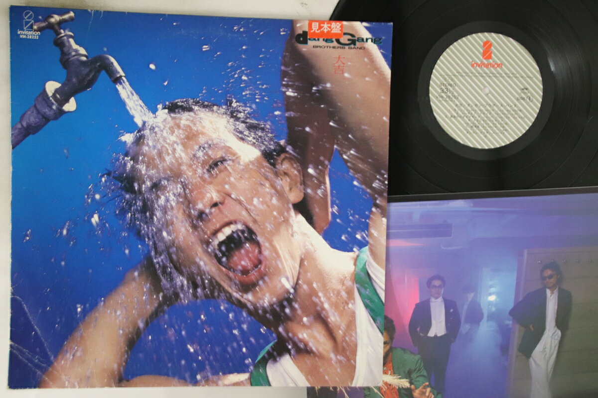 ・アーティスト ダンカン・ブラザース・バンド ・タイトル 大吉 ・レーベル INVITATION VIH28252PROMO ・フォーマット LPレコード ・コンディション(盤) 良い (VG+) ・コンディション(ジャケット) 可 (VG) ・コンディション(帯) オビなし ・特記事項 【プロモ盤】 【ライナー付き】 【カバー折れ/しわ】【裏カバーに書き込み】【ライナーしわ】 実際に発送される商品の画像です 【ご購入前に必ずご確認ください】 ・本店サイト(www.recordcity.jp)とは価格、送料が違います ・本店サイト、その他支店のオーダーとは同梱発送できません ・別倉庫から発送しているため、店頭受け渡しは対応しておりません ・一部商品は他の通販サイトでも販売しているため、ご注文のタイミングによっては商品のご用意ができない場合がございます。 ・土日祝日はお休みです 金曜・祝前日9時以降のご連絡またはご入金は、返答または発送が週明け・祝日明けに順次対応となります。 ・ご購入後のキャンセル不可 ご購入後のキャンセルはいかなる理由においてもお受けできません。ご了承の上、ご購入くださいませ。 ・日本郵便(ゆうパック/ゆうメール)によるお届けになります。 ・中古品であることをご理解ください 当ストアではお客様よりお譲りいただいた中古商品を主に販売しております。中古品であることをご理解の上ご購入ください。また、一部商品はRecordCityオンラインストアで試聴可能です。 ・返品について お客様のご都合による返品は一切承っておりません。 表記の内容と実際の商品に相違がある場合、また針飛び等で返品・返金をご希望される場合は、商品の到着後1週間以内にご連絡ください。商品の返送をこちらで確認後、キャンセル・返金を行います。 コンディションVG以下の商品は返品できません。プレイに影響のない表面のこすれ傷、プレス起因のノイズ盤は返品の対象外です。 【コンディション表記】 ・ほぼ新品(M-)(Like New) 完全な新品。未使用。当店ではほぼ使用しません ・非常に良い(EX)(Excellent) 中古盤として美品な状態。わずかな経年を感じるものの傷みを感じさせない、当店基準で最高の状態 ・良い(VG+)(Very Good Plus) 丁寧に扱われた中古品で、軽い使用感がみられる。 ・可(VG)(Acceptable) 使い込まれた中古品で、「良い」よりもさらに使用感がみられる。 ・悪い(VG-)(Bad) 状態が悪いアイテム。使用の保障はなく、再生不可、針飛び、目立つノイズがあるかもしれない。状態によるクレーム不可。返品不可。 ・非常に悪い(G)(Very Bad) 「悪い」よりさらに状態が悪いアイテム。使用の保障はなく、再生不可、針飛び、目立つノイズがあるかもしれない。状態によるクレーム不可。返品不可。 ・ジャンク(Fair)(Junk/Fair) 割れている、反っている、水ダメージがある、カビ、ジャケットが分離している、ひどい書き込み、ひどい擦れなど最低の状態。使用の保障はなく、再生不可、針飛び、目立つノイズがあるかもしれない。状態によるクレーム不可。返品不可。 ・ジャンク(Poor)(Junk/Poor) 割れている、反っている、水ダメージがある、カビ、ジャケットが分離している、ひどい書き込み、ひどい擦れなど最低の状態。使用の保障はなく、再生不可、針飛び、目立つノイズがあるかもしれない。状態によるクレーム不可。返品不可。