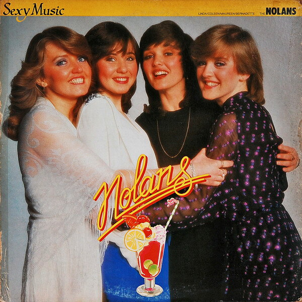 ・アーティスト Nolans ・タイトル Sexy Music ・レーベル・型番 Epic 283P266 ・フォーマット LPレコード ・コンディション(盤) 良い (VG+) ・コンディション(ジャケット) 良い (VG+) ・コンディション(帯) オビなし ・特記事項 【カバーにシール付着】 サンプル画像です。実際の商品の画像ではありません 商品写真はバーコード/カタログ番号に対応したサンプル画像ですので、お送りする商品の画像ではありません。帯やライナーなどの付属品は、特記事項に記載されている場合のみ含まれます。プロモやカラーレコードなどの仕様についても、該当する場合のみ特記事項に記載しています。 【ご購入前に必ずご確認ください】 ・本店サイト(www.recordcity.jp)とは価格、送料が違います ・本店サイト、その他支店のオーダーとは同梱発送できません ・注文確定後に別の注文を頂いた場合、注文同士の同梱は致しかねます。 ・別倉庫から発送しているため、店頭受け渡しは対応しておりません ・一部商品は他の通販サイトでも販売しているため、ご注文のタイミングによっては商品のご用意ができない場合がございます。 ・土日祝日はお休みです 金曜・祝前日9時以降のご連絡またはご入金は、返答または発送が週明け・祝日明けに順次対応となります。 ・ご購入後のキャンセル不可 ご購入後のキャンセルはいかなる理由においてもお受けできません。ご了承の上、ご購入くださいませ。 ・日本郵便(ゆうパック/ゆうメール)によるお届けになります。 ・中古品であることをご理解ください 当ストアでは中古商品を主に販売しております。中古品であることをご理解の上ご購入ください。また、一部商品はRecordCityオンラインストアで試聴可能です。 ・返品について お客様のご都合による返品は一切承っておりません。 表記の内容と実際の商品に相違がある場合、また針飛び等で返品・返金をご希望される場合は、商品の到着後1週間以内にご連絡ください。商品の返送をこちらで確認後、キャンセル・返金を行います。 コンディションVG以下の商品は返品できません。プレイに影響のない表面のこすれ傷、プレス起因のノイズ盤は返品の対象外です。 【コンディション表記】 ・ほぼ新品(M-)(Like New) 完全な新品。未使用。当店ではほぼ使用しません ・非常に良い(EX)(Excellent) 中古盤として美品な状態。わずかな経年を感じるものの傷みを感じさせない、当店基準で最高の状態 ・良い(VG+)(Very Good Plus) 丁寧に扱われた中古品で、軽い使用感がみられる。 ・可(VG)(Acceptable) 使い込まれた中古品で、「良い」よりもさらに使用感がみられる。 ・悪い(VG-)(Bad) 状態が悪いアイテム。使用の保障はなく、再生不可、針飛び、目立つノイズがあるかもしれない。状態によるクレーム不可。返品不可。 ・非常に悪い(G)(Very Bad) 「悪い」よりさらに状態が悪いアイテム。使用の保障はなく、再生不可、針飛び、目立つノイズがあるかもしれない。状態によるクレーム不可。返品不可。 ・ジャンク(Fair)(Junk/Fair) 割れている、反っている、水ダメージがある、カビ、ジャケットが分離している、ひどい書き込み、ひどい擦れなど最低の状態。使用の保障はなく、再生不可、針飛び、目立つノイズがあるかもしれない。状態によるクレーム不可。返品不可。 ・ジャンク(Poor)(Junk/Poor) 割れている、反っている、水ダメージがある、カビ、ジャケットが分離している、ひどい書き込み、ひどい擦れなど最低の状態。使用の保障はなく、再生不可、針飛び、目立つノイズがあるかもしれない。状態によるクレーム不可。返品不可。