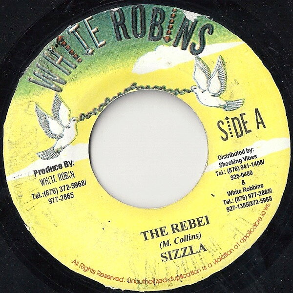 ・アーティスト Sizzla ・タイトル The Rebel ・レーベル・型番 White Robins NONE ・フォーマット 7インチレコード ・コンディション(盤) 良い (VG+) ・コンディション(ジャケット) ・コンディション(帯) オビなし ・特記事項 サンプル画像です。実際の商品の画像ではありません 商品写真はバーコード/カタログ番号に対応したサンプル画像ですので、お送りする商品の画像ではありません。帯やライナーなどの付属品は、特記事項に記載されている場合のみ含まれます。プロモやカラーレコードなどの仕様についても、該当する場合のみ特記事項に記載しています。 【ご購入前に必ずご確認ください】 ・本店サイト(www.recordcity.jp)とは価格、送料が違います ・本店サイト、その他支店のオーダーとは同梱発送できません ・注文確定後に別の注文を頂いた場合、注文同士の同梱は致しかねます。 ・別倉庫から発送しているため、店頭受け渡しは対応しておりません ・一部商品は他の通販サイトでも販売しているため、ご注文のタイミングによっては商品のご用意ができない場合がございます。 ・土日祝日はお休みです 金曜・祝前日9時以降のご連絡またはご入金は、返答または発送が週明け・祝日明けに順次対応となります。 ・ご購入後のキャンセル不可 ご購入後のキャンセルはいかなる理由においてもお受けできません。ご了承の上、ご購入くださいませ。 ・日本郵便(ゆうパック/ゆうメール)によるお届けになります。 ・中古品であることをご理解ください 当ストアでは中古商品を主に販売しております。中古品であることをご理解の上ご購入ください。また、一部商品はRecordCityオンラインストアで試聴可能です。 ・返品について お客様のご都合による返品は一切承っておりません。 表記の内容と実際の商品に相違がある場合、また針飛び等で返品・返金をご希望される場合は、商品の到着後1週間以内にご連絡ください。商品の返送をこちらで確認後、キャンセル・返金を行います。 コンディションVG以下の商品は返品できません。プレイに影響のない表面のこすれ傷、プレス起因のノイズ盤は返品の対象外です。 【コンディション表記】 ・ほぼ新品(M-)(Like New) 完全な新品。未使用。当店ではほぼ使用しません ・非常に良い(EX)(Excellent) 中古盤として美品な状態。わずかな経年を感じるものの傷みを感じさせない、当店基準で最高の状態 ・良い(VG+)(Very Good Plus) 丁寧に扱われた中古品で、軽い使用感がみられる。 ・可(VG)(Acceptable) 使い込まれた中古品で、「良い」よりもさらに使用感がみられる。 ・悪い(VG-)(Bad) 状態が悪いアイテム。使用の保障はなく、再生不可、針飛び、目立つノイズがあるかもしれない。状態によるクレーム不可。返品不可。 ・非常に悪い(G)(Very Bad) 「悪い」よりさらに状態が悪いアイテム。使用の保障はなく、再生不可、針飛び、目立つノイズがあるかもしれない。状態によるクレーム不可。返品不可。 ・ジャンク(Fair)(Junk/Fair) 割れている、反っている、水ダメージがある、カビ、ジャケットが分離している、ひどい書き込み、ひどい擦れなど最低の状態。使用の保障はなく、再生不可、針飛び、目立つノイズがあるかもしれない。状態によるクレーム不可。返品不可。 ・ジャンク(Poor)(Junk/Poor) 割れている、反っている、水ダメージがある、カビ、ジャケットが分離している、ひどい書き込み、ひどい擦れなど最低の状態。使用の保障はなく、再生不可、針飛び、目立つノイズがあるかもしれない。状態によるクレーム不可。返品不可。