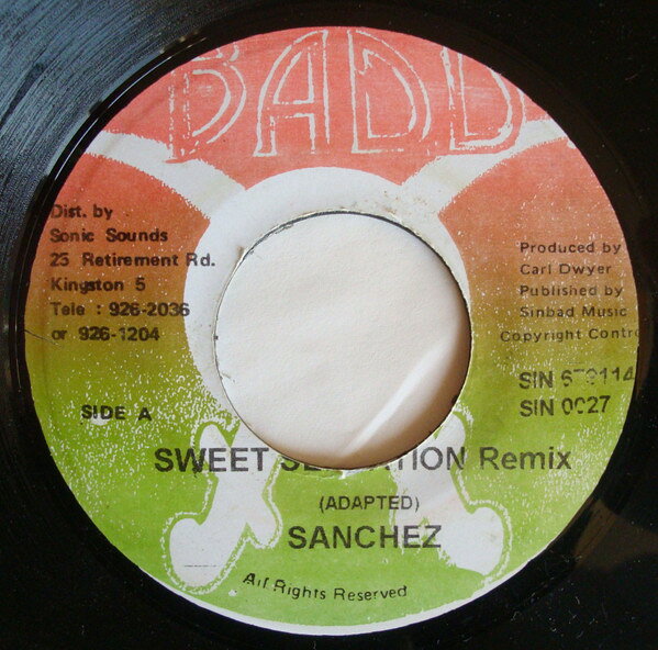 ・アーティスト Sanchez ・タイトル Sweet Sensation Remix ・レーベル・型番 Badd SIN027 ・フォーマット 7インチレコード ・コンディション(盤) 良い (VG+) ・コンディション(ジャケット) ・コンディション(帯) オビなし ・特記事項 サンプル画像です。実際の商品の画像ではありません 商品写真はバーコード/カタログ番号に対応したサンプル画像ですので、お送りする商品の画像ではありません。帯やライナーなどの付属品は、特記事項に記載されている場合のみ含まれます。プロモやカラーレコードなどの仕様についても、該当する場合のみ特記事項に記載しています。 【ご購入前に必ずご確認ください】 ・本店サイト(www.recordcity.jp)とは価格、送料が違います ・本店サイト、その他支店のオーダーとは同梱発送できません ・注文確定後に別の注文を頂いた場合、注文同士の同梱は致しかねます。 ・別倉庫から発送しているため、店頭受け渡しは対応しておりません ・一部商品は他の通販サイトでも販売しているため、ご注文のタイミングによっては商品のご用意ができない場合がございます。 ・土日祝日はお休みです 金曜・祝前日9時以降のご連絡またはご入金は、返答または発送が週明け・祝日明けに順次対応となります。 ・ご購入後のキャンセル不可 ご購入後のキャンセルはいかなる理由においてもお受けできません。ご了承の上、ご購入くださいませ。 ・日本郵便(ゆうパック/ゆうメール)によるお届けになります。 ・中古品であることをご理解ください 当ストアでは中古商品を主に販売しております。中古品であることをご理解の上ご購入ください。また、一部商品はRecordCityオンラインストアで試聴可能です。 ・返品について お客様のご都合による返品は一切承っておりません。 表記の内容と実際の商品に相違がある場合、また針飛び等で返品・返金をご希望される場合は、商品の到着後1週間以内にご連絡ください。商品の返送をこちらで確認後、キャンセル・返金を行います。 コンディションVG以下の商品は返品できません。プレイに影響のない表面のこすれ傷、プレス起因のノイズ盤は返品の対象外です。 【コンディション表記】 ・ほぼ新品(M-)(Like New) 完全な新品。未使用。当店ではほぼ使用しません ・非常に良い(EX)(Excellent) 中古盤として美品な状態。わずかな経年を感じるものの傷みを感じさせない、当店基準で最高の状態 ・良い(VG+)(Very Good Plus) 丁寧に扱われた中古品で、軽い使用感がみられる。 ・可(VG)(Acceptable) 使い込まれた中古品で、「良い」よりもさらに使用感がみられる。 ・悪い(VG-)(Bad) 状態が悪いアイテム。使用の保障はなく、再生不可、針飛び、目立つノイズがあるかもしれない。状態によるクレーム不可。返品不可。 ・非常に悪い(G)(Very Bad) 「悪い」よりさらに状態が悪いアイテム。使用の保障はなく、再生不可、針飛び、目立つノイズがあるかもしれない。状態によるクレーム不可。返品不可。 ・ジャンク(Fair)(Junk/Fair) 割れている、反っている、水ダメージがある、カビ、ジャケットが分離している、ひどい書き込み、ひどい擦れなど最低の状態。使用の保障はなく、再生不可、針飛び、目立つノイズがあるかもしれない。状態によるクレーム不可。返品不可。 ・ジャンク(Poor)(Junk/Poor) 割れている、反っている、水ダメージがある、カビ、ジャケットが分離している、ひどい書き込み、ひどい擦れなど最低の状態。使用の保障はなく、再生不可、針飛び、目立つノイズがあるかもしれない。状態によるクレーム不可。返品不可。