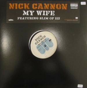 ・アーティスト Nick Cannon ・タイトル My Wife ・レーベル・型番 Motown UNIR216501 ・フォーマット 12インチレコード ・コンディション(盤) 非常に良い(EX) ・コンディション(ジャケット) プレインカバー（元ジャケット／カバー無し） ・コンディション(帯) オビなし ・特記事項 【盤に薄い跡】【ハイプステッカー】 サンプル画像です。実際の商品の画像ではありません 商品写真はバーコード/カタログ番号に対応したサンプル画像ですので、お送りする商品の画像ではありません。帯やライナーなどの付属品は、特記事項に記載されている場合のみ含まれます。プロモやカラーレコードなどの仕様についても、該当する場合のみ特記事項に記載しています。 【ご購入前に必ずご確認ください】 ・本店サイト(www.recordcity.jp)とは価格、送料が違います ・本店サイト、その他支店のオーダーとは同梱発送できません ・注文確定後に別の注文を頂いた場合、注文同士の同梱は致しかねます。 ・別倉庫から発送しているため、店頭受け渡しは対応しておりません ・一部商品は他の通販サイトでも販売しているため、ご注文のタイミングによっては商品のご用意ができない場合がございます。 ・土日祝日はお休みです 金曜・祝前日9時以降のご連絡またはご入金は、返答または発送が週明け・祝日明けに順次対応となります。 ・ご購入後のキャンセル不可 ご購入後のキャンセルはいかなる理由においてもお受けできません。ご了承の上、ご購入くださいませ。 ・日本郵便(ゆうパック/ゆうメール)によるお届けになります。 ・中古品であることをご理解ください 当ストアでは中古商品を主に販売しております。中古品であることをご理解の上ご購入ください。また、一部商品はRecordCityオンラインストアで試聴可能です。 ・返品について お客様のご都合による返品は一切承っておりません。 表記の内容と実際の商品に相違がある場合、また針飛び等で返品・返金をご希望される場合は、商品の到着後1週間以内にご連絡ください。商品の返送をこちらで確認後、キャンセル・返金を行います。 コンディションVG以下の商品は返品できません。プレイに影響のない表面のこすれ傷、プレス起因のノイズ盤は返品の対象外です。 【コンディション表記】 ・ほぼ新品(M-)(Like New) 完全な新品。未使用。当店ではほぼ使用しません ・非常に良い(EX)(Excellent) 中古盤として美品な状態。わずかな経年を感じるものの傷みを感じさせない、当店基準で最高の状態 ・良い(VG+)(Very Good Plus) 丁寧に扱われた中古品で、軽い使用感がみられる。 ・可(VG)(Acceptable) 使い込まれた中古品で、「良い」よりもさらに使用感がみられる。 ・悪い(VG-)(Bad) 状態が悪いアイテム。使用の保障はなく、再生不可、針飛び、目立つノイズがあるかもしれない。状態によるクレーム不可。返品不可。 ・非常に悪い(G)(Very Bad) 「悪い」よりさらに状態が悪いアイテム。使用の保障はなく、再生不可、針飛び、目立つノイズがあるかもしれない。状態によるクレーム不可。返品不可。 ・ジャンク(Fair)(Junk/Fair) 割れている、反っている、水ダメージがある、カビ、ジャケットが分離している、ひどい書き込み、ひどい擦れなど最低の状態。使用の保障はなく、再生不可、針飛び、目立つノイズがあるかもしれない。状態によるクレーム不可。返品不可。 ・ジャンク(Poor)(Junk/Poor) 割れている、反っている、水ダメージがある、カビ、ジャケットが分離している、ひどい書き込み、ひどい擦れなど最低の状態。使用の保障はなく、再生不可、針飛び、目立つノイズがあるかもしれない。状態によるクレーム不可。返品不可。