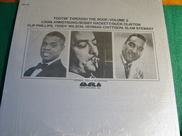 ・アーティスト Various ・タイトル Tootin' Through The Roof; Vol 2 ・レーベル・型番 Onyx Records (3) ORI213 ・フォーマット LPレコード ・コンディション(盤) 良い (VG+) ・コンディション(ジャケット) 良い (VG+) ・コンディション(帯) オビなし ・特記事項 サンプル画像です。実際の商品の画像ではありません 商品写真はバーコード/カタログ番号に対応したサンプル画像ですので、お送りする商品の画像ではありません。帯やライナーなどの付属品は、特記事項に記載されている場合のみ含まれます。プロモやカラーレコードなどの仕様についても、該当する場合のみ特記事項に記載しています。 【ご購入前に必ずご確認ください】 ・本店サイト(www.recordcity.jp)とは価格、送料が違います ・本店サイト、その他支店のオーダーとは同梱発送できません ・注文確定後に別の注文を頂いた場合、注文同士の同梱は致しかねます。 ・別倉庫から発送しているため、店頭受け渡しは対応しておりません ・一部商品は他の通販サイトでも販売しているため、ご注文のタイミングによっては商品のご用意ができない場合がございます。 ・土日祝日はお休みです 金曜・祝前日9時以降のご連絡またはご入金は、返答または発送が週明け・祝日明けに順次対応となります。 ・ご購入後のキャンセル不可 ご購入後のキャンセルはいかなる理由においてもお受けできません。ご了承の上、ご購入くださいませ。 ・日本郵便(ゆうパック/ゆうメール)によるお届けになります。 ・中古品であることをご理解ください 当ストアでは中古商品を主に販売しております。中古品であることをご理解の上ご購入ください。また、一部商品はRecordCityオンラインストアで試聴可能です。 ・返品について お客様のご都合による返品は一切承っておりません。 表記の内容と実際の商品に相違がある場合、また針飛び等で返品・返金をご希望される場合は、商品の到着後1週間以内にご連絡ください。商品の返送をこちらで確認後、キャンセル・返金を行います。 コンディションVG以下の商品は返品できません。プレイに影響のない表面のこすれ傷、プレス起因のノイズ盤は返品の対象外です。 【コンディション表記】 ・ほぼ新品(M-)(Like New) 完全な新品。未使用。当店ではほぼ使用しません ・非常に良い(EX)(Excellent) 中古盤として美品な状態。わずかな経年を感じるものの傷みを感じさせない、当店基準で最高の状態 ・良い(VG+)(Very Good Plus) 丁寧に扱われた中古品で、軽い使用感がみられる。 ・可(VG)(Acceptable) 使い込まれた中古品で、「良い」よりもさらに使用感がみられる。 ・悪い(VG-)(Bad) 状態が悪いアイテム。使用の保障はなく、再生不可、針飛び、目立つノイズがあるかもしれない。状態によるクレーム不可。返品不可。 ・非常に悪い(G)(Very Bad) 「悪い」よりさらに状態が悪いアイテム。使用の保障はなく、再生不可、針飛び、目立つノイズがあるかもしれない。状態によるクレーム不可。返品不可。 ・ジャンク(Fair)(Junk/Fair) 割れている、反っている、水ダメージがある、カビ、ジャケットが分離している、ひどい書き込み、ひどい擦れなど最低の状態。使用の保障はなく、再生不可、針飛び、目立つノイズがあるかもしれない。状態によるクレーム不可。返品不可。 ・ジャンク(Poor)(Junk/Poor) 割れている、反っている、水ダメージがある、カビ、ジャケットが分離している、ひどい書き込み、ひどい擦れなど最低の状態。使用の保障はなく、再生不可、針飛び、目立つノイズがあるかもしれない。状態によるクレーム不可。返品不可。