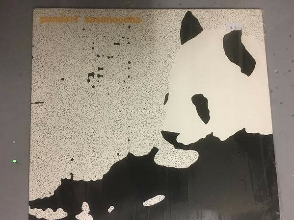 ・アーティスト Pandart Sasanooha ・タイトル **AA ・レーベル・型番 Artimage Vinyls PS20001 ・フォーマット 12インチレコード ・コンディション(盤) 非常に良い(EX) ・コンディション(ジャケット) 可 (VG) ・コンディション(帯) オビなし ・特記事項 【カバーにキズ/ダメージ】 サンプル画像です。実際の商品の画像ではありません 商品写真はバーコード/カタログ番号に対応したサンプル画像ですので、お送りする商品の画像ではありません。帯やライナーなどの付属品は、特記事項に記載されている場合のみ含まれます。プロモやカラーレコードなどの仕様についても、該当する場合のみ特記事項に記載しています。 【ご購入前に必ずご確認ください】 ・本店サイト(www.recordcity.jp)とは価格、送料が違います ・本店サイト、その他支店のオーダーとは同梱発送できません ・注文確定後に別の注文を頂いた場合、注文同士の同梱は致しかねます。 ・別倉庫から発送しているため、店頭受け渡しは対応しておりません ・一部商品は他の通販サイトでも販売しているため、ご注文のタイミングによっては商品のご用意ができない場合がございます。 ・土日祝日はお休みです 金曜・祝前日9時以降のご連絡またはご入金は、返答または発送が週明け・祝日明けに順次対応となります。 ・ご購入後のキャンセル不可 ご購入後のキャンセルはいかなる理由においてもお受けできません。ご了承の上、ご購入くださいませ。 ・日本郵便(ゆうパック/ゆうメール)によるお届けになります。 ・中古品であることをご理解ください 当ストアでは中古商品を主に販売しております。中古品であることをご理解の上ご購入ください。また、一部商品はRecordCityオンラインストアで試聴可能です。 ・返品について お客様のご都合による返品は一切承っておりません。 表記の内容と実際の商品に相違がある場合、また針飛び等で返品・返金をご希望される場合は、商品の到着後1週間以内にご連絡ください。商品の返送をこちらで確認後、キャンセル・返金を行います。 コンディションVG以下の商品は返品できません。プレイに影響のない表面のこすれ傷、プレス起因のノイズ盤は返品の対象外です。 【コンディション表記】 ・ほぼ新品(M-)(Like New) 完全な新品。未使用。当店ではほぼ使用しません ・非常に良い(EX)(Excellent) 中古盤として美品な状態。わずかな経年を感じるものの傷みを感じさせない、当店基準で最高の状態 ・良い(VG+)(Very Good Plus) 丁寧に扱われた中古品で、軽い使用感がみられる。 ・可(VG)(Acceptable) 使い込まれた中古品で、「良い」よりもさらに使用感がみられる。 ・悪い(VG-)(Bad) 状態が悪いアイテム。使用の保障はなく、再生不可、針飛び、目立つノイズがあるかもしれない。状態によるクレーム不可。返品不可。 ・非常に悪い(G)(Very Bad) 「悪い」よりさらに状態が悪いアイテム。使用の保障はなく、再生不可、針飛び、目立つノイズがあるかもしれない。状態によるクレーム不可。返品不可。 ・ジャンク(Fair)(Junk/Fair) 割れている、反っている、水ダメージがある、カビ、ジャケットが分離している、ひどい書き込み、ひどい擦れなど最低の状態。使用の保障はなく、再生不可、針飛び、目立つノイズがあるかもしれない。状態によるクレーム不可。返品不可。 ・ジャンク(Poor)(Junk/Poor) 割れている、反っている、水ダメージがある、カビ、ジャケットが分離している、ひどい書き込み、ひどい擦れなど最低の状態。使用の保障はなく、再生不可、針飛び、目立つノイズがあるかもしれない。状態によるクレーム不可。返品不可。
