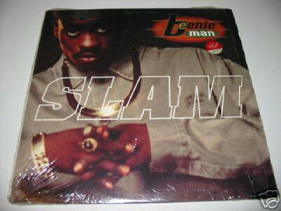 ・アーティスト Beenie Man ・タイトル Slam ・レーベル・型番 Island Jamaica 1625378721 ・フォーマット 12インチレコード ・コンディション(盤) 非常に良い(EX) ・コンディション(ジャケット) 良い (VG+) ・コンディション(帯) オビなし ・特記事項 【カバーに軽い擦れ】 サンプル画像です。実際の商品の画像ではありません 商品写真はバーコード/カタログ番号に対応したサンプル画像ですので、お送りする商品の画像ではありません。帯やライナーなどの付属品は、特記事項に記載されている場合のみ含まれます。プロモやカラーレコードなどの仕様についても、該当する場合のみ特記事項に記載しています。 【ご購入前に必ずご確認ください】 ・本店サイト(www.recordcity.jp)とは価格、送料が違います ・本店サイト、その他支店のオーダーとは同梱発送できません ・注文確定後に別の注文を頂いた場合、注文同士の同梱は致しかねます。 ・別倉庫から発送しているため、店頭受け渡しは対応しておりません ・一部商品は他の通販サイトでも販売しているため、ご注文のタイミングによっては商品のご用意ができない場合がございます。 ・土日祝日はお休みです 金曜・祝前日9時以降のご連絡またはご入金は、返答または発送が週明け・祝日明けに順次対応となります。 ・ご購入後のキャンセル不可 ご購入後のキャンセルはいかなる理由においてもお受けできません。ご了承の上、ご購入くださいませ。 ・日本郵便(ゆうパック/ゆうメール)によるお届けになります。 ・中古品であることをご理解ください 当ストアでは中古商品を主に販売しております。中古品であることをご理解の上ご購入ください。また、一部商品はRecordCityオンラインストアで試聴可能です。 ・返品について お客様のご都合による返品は一切承っておりません。 表記の内容と実際の商品に相違がある場合、また針飛び等で返品・返金をご希望される場合は、商品の到着後1週間以内にご連絡ください。商品の返送をこちらで確認後、キャンセル・返金を行います。 コンディションVG以下の商品は返品できません。プレイに影響のない表面のこすれ傷、プレス起因のノイズ盤は返品の対象外です。 【コンディション表記】 ・ほぼ新品(M-)(Like New) 完全な新品。未使用。当店ではほぼ使用しません ・非常に良い(EX)(Excellent) 中古盤として美品な状態。わずかな経年を感じるものの傷みを感じさせない、当店基準で最高の状態 ・良い(VG+)(Very Good Plus) 丁寧に扱われた中古品で、軽い使用感がみられる。 ・可(VG)(Acceptable) 使い込まれた中古品で、「良い」よりもさらに使用感がみられる。 ・悪い(VG-)(Bad) 状態が悪いアイテム。使用の保障はなく、再生不可、針飛び、目立つノイズがあるかもしれない。状態によるクレーム不可。返品不可。 ・非常に悪い(G)(Very Bad) 「悪い」よりさらに状態が悪いアイテム。使用の保障はなく、再生不可、針飛び、目立つノイズがあるかもしれない。状態によるクレーム不可。返品不可。 ・ジャンク(Fair)(Junk/Fair) 割れている、反っている、水ダメージがある、カビ、ジャケットが分離している、ひどい書き込み、ひどい擦れなど最低の状態。使用の保障はなく、再生不可、針飛び、目立つノイズがあるかもしれない。状態によるクレーム不可。返品不可。 ・ジャンク(Poor)(Junk/Poor) 割れている、反っている、水ダメージがある、カビ、ジャケットが分離している、ひどい書き込み、ひどい擦れなど最低の状態。使用の保障はなく、再生不可、針飛び、目立つノイズがあるかもしれない。状態によるクレーム不可。返品不可。