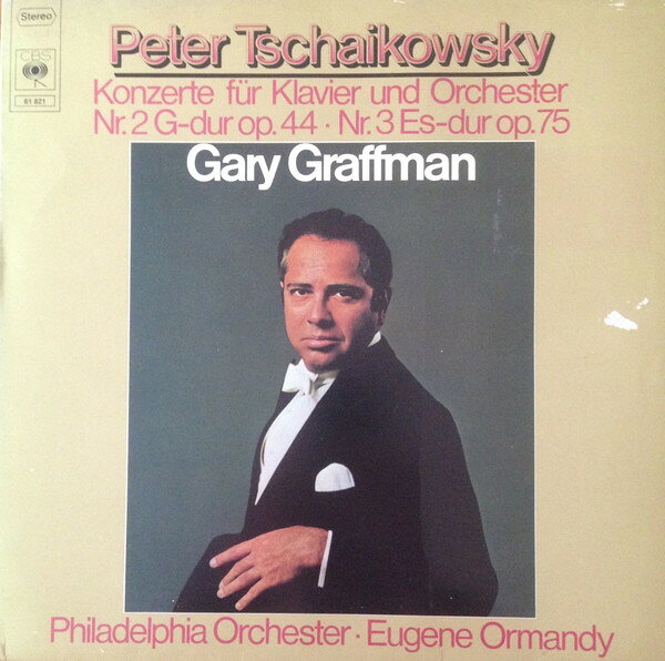 ・アーティスト Gary Graffman Eugene Ormandy The Philadelphia Orchestra Pyotr Ilyich Tchaikovsky ・タイトル Konzerte Fur Klavier Und Orchester Nr. 2 In G-Dur Op. 44 - Nr. 3 In Es-Dur Op. 75 ・レーベル・型番 CBS 61821 ・フォーマット LPレコード ・コンディション(盤) 良い (VG+) ・コンディション(ジャケット) 可 (VG) ・コンディション(帯) オビなし ・特記事項 【カバーに目立つ染み】【カバー汚れ】【カバー破れ】 サンプル画像です。実際の商品の画像ではありません 商品写真はバーコード/カタログ番号に対応したサンプル画像ですので、お送りする商品の画像ではありません。帯やライナーなどの付属品は、特記事項に記載されている場合のみ含まれます。プロモやカラーレコードなどの仕様についても、該当する場合のみ特記事項に記載しています。 【ご購入前に必ずご確認ください】 ・本店サイト(www.recordcity.jp)とは価格、送料が違います ・本店サイト、その他支店のオーダーとは同梱発送できません ・注文確定後に別の注文を頂いた場合、注文同士の同梱は致しかねます。 ・別倉庫から発送しているため、店頭受け渡しは対応しておりません ・一部商品は他の通販サイトでも販売しているため、ご注文のタイミングによっては商品のご用意ができない場合がございます。 ・土日祝日はお休みです 金曜・祝前日9時以降のご連絡またはご入金は、返答または発送が週明け・祝日明けに順次対応となります。 ・ご購入後のキャンセル不可 ご購入後のキャンセルはいかなる理由においてもお受けできません。ご了承の上、ご購入くださいませ。 ・日本郵便(ゆうパック/ゆうメール)によるお届けになります。 ・中古品であることをご理解ください 当ストアでは中古商品を主に販売しております。中古品であることをご理解の上ご購入ください。また、一部商品はRecordCityオンラインストアで試聴可能です。 ・返品について お客様のご都合による返品は一切承っておりません。 表記の内容と実際の商品に相違がある場合、また針飛び等で返品・返金をご希望される場合は、商品の到着後1週間以内にご連絡ください。商品の返送をこちらで確認後、キャンセル・返金を行います。 コンディションVG以下の商品は返品できません。プレイに影響のない表面のこすれ傷、プレス起因のノイズ盤は返品の対象外です。 【コンディション表記】 ・ほぼ新品(M-)(Like New) 完全な新品。未使用。当店ではほぼ使用しません ・非常に良い(EX)(Excellent) 中古盤として美品な状態。わずかな経年を感じるものの傷みを感じさせない、当店基準で最高の状態 ・良い(VG+)(Very Good Plus) 丁寧に扱われた中古品で、軽い使用感がみられる。 ・可(VG)(Acceptable) 使い込まれた中古品で、「良い」よりもさらに使用感がみられる。 ・悪い(VG-)(Bad) 状態が悪いアイテム。使用の保障はなく、再生不可、針飛び、目立つノイズがあるかもしれない。状態によるクレーム不可。返品不可。 ・非常に悪い(G)(Very Bad) 「悪い」よりさらに状態が悪いアイテム。使用の保障はなく、再生不可、針飛び、目立つノイズがあるかもしれない。状態によるクレーム不可。返品不可。 ・ジャンク(Fair)(Junk/Fair) 割れている、反っている、水ダメージがある、カビ、ジャケットが分離している、ひどい書き込み、ひどい擦れなど最低の状態。使用の保障はなく、再生不可、針飛び、目立つノイズがあるかもしれない。状態によるクレーム不可。返品不可。 ・ジャンク(Poor)(Junk/Poor) 割れている、反っている、水ダメージがある、カビ、ジャケットが分離している、ひどい書き込み、ひどい擦れなど最低の状態。使用の保障はなく、再生不可、針飛び、目立つノイズがあるかもしれない。状態によるクレーム不可。返品不可。