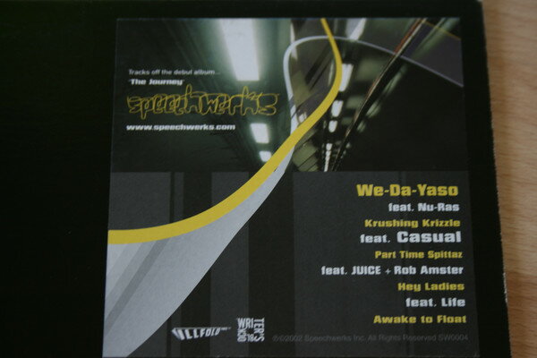 ・アーティスト Speechwerks ・タイトル The Journey... Special Limited Edition 5-Song EP ・レーベル・型番 Illfold, Inc. SW0004 ・フォーマット 12インチレコード ・コンディション(盤) 非常に良い(EX) ・コンディション(ジャケット) 良い (VG+) ・コンディション(帯) オビなし ・特記事項 サンプル画像です。実際の商品の画像ではありません 商品写真はバーコード/カタログ番号に対応したサンプル画像ですので、お送りする商品の画像ではありません。帯やライナーなどの付属品は、特記事項に記載されている場合のみ含まれます。プロモやカラーレコードなどの仕様についても、該当する場合のみ特記事項に記載しています。 【ご購入前に必ずご確認ください】 ・本店サイト(www.recordcity.jp)とは価格、送料が違います ・本店サイト、その他支店のオーダーとは同梱発送できません ・注文確定後に別の注文を頂いた場合、注文同士の同梱は致しかねます。 ・別倉庫から発送しているため、店頭受け渡しは対応しておりません ・一部商品は他の通販サイトでも販売しているため、ご注文のタイミングによっては商品のご用意ができない場合がございます。 ・土日祝日はお休みです 金曜・祝前日9時以降のご連絡またはご入金は、返答または発送が週明け・祝日明けに順次対応となります。 ・ご購入後のキャンセル不可 ご購入後のキャンセルはいかなる理由においてもお受けできません。ご了承の上、ご購入くださいませ。 ・日本郵便(ゆうパック/ゆうメール)によるお届けになります。 ・中古品であることをご理解ください 当ストアでは中古商品を主に販売しております。中古品であることをご理解の上ご購入ください。また、一部商品はRecordCityオンラインストアで試聴可能です。 ・返品について お客様のご都合による返品は一切承っておりません。 表記の内容と実際の商品に相違がある場合、また針飛び等で返品・返金をご希望される場合は、商品の到着後1週間以内にご連絡ください。商品の返送をこちらで確認後、キャンセル・返金を行います。 コンディションVG以下の商品は返品できません。プレイに影響のない表面のこすれ傷、プレス起因のノイズ盤は返品の対象外です。 【コンディション表記】 ・ほぼ新品(M-)(Like New) 完全な新品。未使用。当店ではほぼ使用しません ・非常に良い(EX)(Excellent) 中古盤として美品な状態。わずかな経年を感じるものの傷みを感じさせない、当店基準で最高の状態 ・良い(VG+)(Very Good Plus) 丁寧に扱われた中古品で、軽い使用感がみられる。 ・可(VG)(Acceptable) 使い込まれた中古品で、「良い」よりもさらに使用感がみられる。 ・悪い(VG-)(Bad) 状態が悪いアイテム。使用の保障はなく、再生不可、針飛び、目立つノイズがあるかもしれない。状態によるクレーム不可。返品不可。 ・非常に悪い(G)(Very Bad) 「悪い」よりさらに状態が悪いアイテム。使用の保障はなく、再生不可、針飛び、目立つノイズがあるかもしれない。状態によるクレーム不可。返品不可。 ・ジャンク(Fair)(Junk/Fair) 割れている、反っている、水ダメージがある、カビ、ジャケットが分離している、ひどい書き込み、ひどい擦れなど最低の状態。使用の保障はなく、再生不可、針飛び、目立つノイズがあるかもしれない。状態によるクレーム不可。返品不可。 ・ジャンク(Poor)(Junk/Poor) 割れている、反っている、水ダメージがある、カビ、ジャケットが分離している、ひどい書き込み、ひどい擦れなど最低の状態。使用の保障はなく、再生不可、針飛び、目立つノイズがあるかもしれない。状態によるクレーム不可。返品不可。