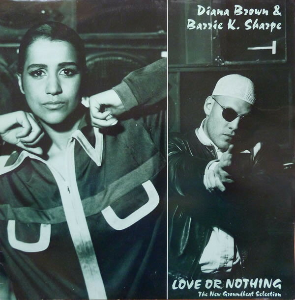 ・アーティスト Diana Brown & Barrie K Sharpe ・タイトル Love Or Nothing (The New Groundbeat Selection) ・レーベル・型番 FFRR FXR152 ・フォーマット 12インチレコード ・コンディション(盤) 非常に良い(EX) ・コンディション(ジャケット) 良い (VG+) ・コンディション(帯) オビなし ・特記事項 サンプル画像です。実際の商品の画像ではありません 商品写真はバーコード/カタログ番号に対応したサンプル画像ですので、お送りする商品の画像ではありません。帯やライナーなどの付属品は、特記事項に記載されている場合のみ含まれます。プロモやカラーレコードなどの仕様についても、該当する場合のみ特記事項に記載しています。 【ご購入前に必ずご確認ください】 ・本店サイト(www.recordcity.jp)とは価格、送料が違います ・本店サイト、その他支店のオーダーとは同梱発送できません ・注文確定後に別の注文を頂いた場合、注文同士の同梱は致しかねます。 ・別倉庫から発送しているため、店頭受け渡しは対応しておりません ・一部商品は他の通販サイトでも販売しているため、ご注文のタイミングによっては商品のご用意ができない場合がございます。 ・土日祝日はお休みです 金曜・祝前日9時以降のご連絡またはご入金は、返答または発送が週明け・祝日明けに順次対応となります。 ・ご購入後のキャンセル不可 ご購入後のキャンセルはいかなる理由においてもお受けできません。ご了承の上、ご購入くださいませ。 ・日本郵便(ゆうパック/ゆうメール)によるお届けになります。 ・中古品であることをご理解ください 当ストアでは中古商品を主に販売しております。中古品であることをご理解の上ご購入ください。また、一部商品はRecordCityオンラインストアで試聴可能です。 ・返品について お客様のご都合による返品は一切承っておりません。 表記の内容と実際の商品に相違がある場合、また針飛び等で返品・返金をご希望される場合は、商品の到着後1週間以内にご連絡ください。商品の返送をこちらで確認後、キャンセル・返金を行います。 コンディションVG以下の商品は返品できません。プレイに影響のない表面のこすれ傷、プレス起因のノイズ盤は返品の対象外です。 【コンディション表記】 ・ほぼ新品(M-)(Like New) 完全な新品。未使用。当店ではほぼ使用しません ・非常に良い(EX)(Excellent) 中古盤として美品な状態。わずかな経年を感じるものの傷みを感じさせない、当店基準で最高の状態 ・良い(VG+)(Very Good Plus) 丁寧に扱われた中古品で、軽い使用感がみられる。 ・可(VG)(Acceptable) 使い込まれた中古品で、「良い」よりもさらに使用感がみられる。 ・悪い(VG-)(Bad) 状態が悪いアイテム。使用の保障はなく、再生不可、針飛び、目立つノイズがあるかもしれない。状態によるクレーム不可。返品不可。 ・非常に悪い(G)(Very Bad) 「悪い」よりさらに状態が悪いアイテム。使用の保障はなく、再生不可、針飛び、目立つノイズがあるかもしれない。状態によるクレーム不可。返品不可。 ・ジャンク(Fair)(Junk/Fair) 割れている、反っている、水ダメージがある、カビ、ジャケットが分離している、ひどい書き込み、ひどい擦れなど最低の状態。使用の保障はなく、再生不可、針飛び、目立つノイズがあるかもしれない。状態によるクレーム不可。返品不可。 ・ジャンク(Poor)(Junk/Poor) 割れている、反っている、水ダメージがある、カビ、ジャケットが分離している、ひどい書き込み、ひどい擦れなど最低の状態。使用の保障はなく、再生不可、針飛び、目立つノイズがあるかもしれない。状態によるクレーム不可。返品不可。