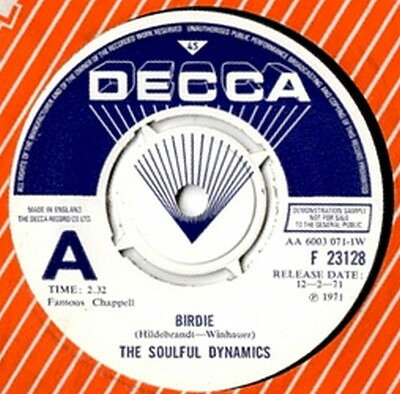 ・アーティスト Soulful Dynamics ・タイトル Birdie ・レーベル・型番 Decca F23128PROMO ・フォーマット 7インチレコード ・コンディション(盤) 良い (VG+) ・コンディション(ジャケット) プレインカバー（元ジャケット／カバー無し） ・コンディション(帯) オビなし ・特記事項 【盤に薄い跡】 サンプル画像です。実際の商品の画像ではありません 商品写真はバーコード/カタログ番号に対応したサンプル画像ですので、お送りする商品の画像ではありません。帯やライナーなどの付属品は、特記事項に記載されている場合のみ含まれます。プロモやカラーレコードなどの仕様についても、該当する場合のみ特記事項に記載しています。 【ご購入前に必ずご確認ください】 ・本店サイト(www.recordcity.jp)とは価格、送料が違います ・本店サイト、その他支店のオーダーとは同梱発送できません ・注文確定後に別の注文を頂いた場合、注文同士の同梱は致しかねます。 ・別倉庫から発送しているため、店頭受け渡しは対応しておりません ・一部商品は他の通販サイトでも販売しているため、ご注文のタイミングによっては商品のご用意ができない場合がございます。 ・土日祝日はお休みです 金曜・祝前日9時以降のご連絡またはご入金は、返答または発送が週明け・祝日明けに順次対応となります。 ・ご購入後のキャンセル不可 ご購入後のキャンセルはいかなる理由においてもお受けできません。ご了承の上、ご購入くださいませ。 ・日本郵便(ゆうパック/ゆうメール)によるお届けになります。 ・中古品であることをご理解ください 当ストアでは中古商品を主に販売しております。中古品であることをご理解の上ご購入ください。また、一部商品はRecordCityオンラインストアで試聴可能です。 ・返品について お客様のご都合による返品は一切承っておりません。 表記の内容と実際の商品に相違がある場合、また針飛び等で返品・返金をご希望される場合は、商品の到着後1週間以内にご連絡ください。商品の返送をこちらで確認後、キャンセル・返金を行います。 コンディションVG以下の商品は返品できません。プレイに影響のない表面のこすれ傷、プレス起因のノイズ盤は返品の対象外です。 【コンディション表記】 ・ほぼ新品(M-)(Like New) 完全な新品。未使用。当店ではほぼ使用しません ・非常に良い(EX)(Excellent) 中古盤として美品な状態。わずかな経年を感じるものの傷みを感じさせない、当店基準で最高の状態 ・良い(VG+)(Very Good Plus) 丁寧に扱われた中古品で、軽い使用感がみられる。 ・可(VG)(Acceptable) 使い込まれた中古品で、「良い」よりもさらに使用感がみられる。 ・悪い(VG-)(Bad) 状態が悪いアイテム。使用の保障はなく、再生不可、針飛び、目立つノイズがあるかもしれない。状態によるクレーム不可。返品不可。 ・非常に悪い(G)(Very Bad) 「悪い」よりさらに状態が悪いアイテム。使用の保障はなく、再生不可、針飛び、目立つノイズがあるかもしれない。状態によるクレーム不可。返品不可。 ・ジャンク(Fair)(Junk/Fair) 割れている、反っている、水ダメージがある、カビ、ジャケットが分離している、ひどい書き込み、ひどい擦れなど最低の状態。使用の保障はなく、再生不可、針飛び、目立つノイズがあるかもしれない。状態によるクレーム不可。返品不可。 ・ジャンク(Poor)(Junk/Poor) 割れている、反っている、水ダメージがある、カビ、ジャケットが分離している、ひどい書き込み、ひどい擦れなど最低の状態。使用の保障はなく、再生不可、針飛び、目立つノイズがあるかもしれない。状態によるクレーム不可。返品不可。