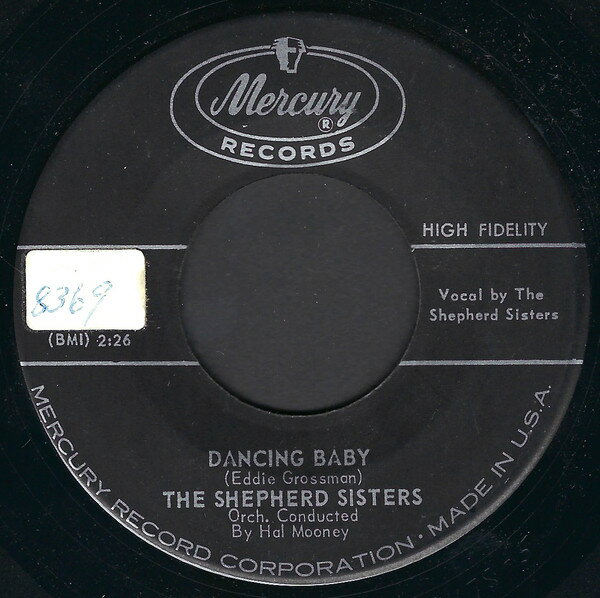 ・アーティスト Shepherd Sisters ・タイトル Dancing Baby / Is It A Crime ・レーベル・型番 Mercury 71350X45 ・フォーマット 7インチレコード ・コンディション(盤) 良い (VG+) ・コンディション(ジャケット) プレインカバー（元ジャケット／カバー無し） ・コンディション(帯) オビなし ・特記事項 【盤に浅い跡】 サンプル画像です。実際の商品の画像ではありません 商品写真はバーコード/カタログ番号に対応したサンプル画像ですので、お送りする商品の画像ではありません。帯やライナーなどの付属品は、特記事項に記載されている場合のみ含まれます。プロモやカラーレコードなどの仕様についても、該当する場合のみ特記事項に記載しています。 【ご購入前に必ずご確認ください】 ・本店サイト(www.recordcity.jp)とは価格、送料が違います ・本店サイト、その他支店のオーダーとは同梱発送できません ・注文確定後に別の注文を頂いた場合、注文同士の同梱は致しかねます。 ・別倉庫から発送しているため、店頭受け渡しは対応しておりません ・一部商品は他の通販サイトでも販売しているため、ご注文のタイミングによっては商品のご用意ができない場合がございます。 ・土日祝日はお休みです 金曜・祝前日9時以降のご連絡またはご入金は、返答または発送が週明け・祝日明けに順次対応となります。 ・ご購入後のキャンセル不可 ご購入後のキャンセルはいかなる理由においてもお受けできません。ご了承の上、ご購入くださいませ。 ・日本郵便(ゆうパック/ゆうメール)によるお届けになります。 ・中古品であることをご理解ください 当ストアでは中古商品を主に販売しております。中古品であることをご理解の上ご購入ください。また、一部商品はRecordCityオンラインストアで試聴可能です。 ・返品について お客様のご都合による返品は一切承っておりません。 表記の内容と実際の商品に相違がある場合、また針飛び等で返品・返金をご希望される場合は、商品の到着後1週間以内にご連絡ください。商品の返送をこちらで確認後、キャンセル・返金を行います。 コンディションVG以下の商品は返品できません。プレイに影響のない表面のこすれ傷、プレス起因のノイズ盤は返品の対象外です。 【コンディション表記】 ・ほぼ新品(M-)(Like New) 完全な新品。未使用。当店ではほぼ使用しません ・非常に良い(EX)(Excellent) 中古盤として美品な状態。わずかな経年を感じるものの傷みを感じさせない、当店基準で最高の状態 ・良い(VG+)(Very Good Plus) 丁寧に扱われた中古品で、軽い使用感がみられる。 ・可(VG)(Acceptable) 使い込まれた中古品で、「良い」よりもさらに使用感がみられる。 ・悪い(VG-)(Bad) 状態が悪いアイテム。使用の保障はなく、再生不可、針飛び、目立つノイズがあるかもしれない。状態によるクレーム不可。返品不可。 ・非常に悪い(G)(Very Bad) 「悪い」よりさらに状態が悪いアイテム。使用の保障はなく、再生不可、針飛び、目立つノイズがあるかもしれない。状態によるクレーム不可。返品不可。 ・ジャンク(Fair)(Junk/Fair) 割れている、反っている、水ダメージがある、カビ、ジャケットが分離している、ひどい書き込み、ひどい擦れなど最低の状態。使用の保障はなく、再生不可、針飛び、目立つノイズがあるかもしれない。状態によるクレーム不可。返品不可。 ・ジャンク(Poor)(Junk/Poor) 割れている、反っている、水ダメージがある、カビ、ジャケットが分離している、ひどい書き込み、ひどい擦れなど最低の状態。使用の保障はなく、再生不可、針飛び、目立つノイズがあるかもしれない。状態によるクレーム不可。返品不可。
