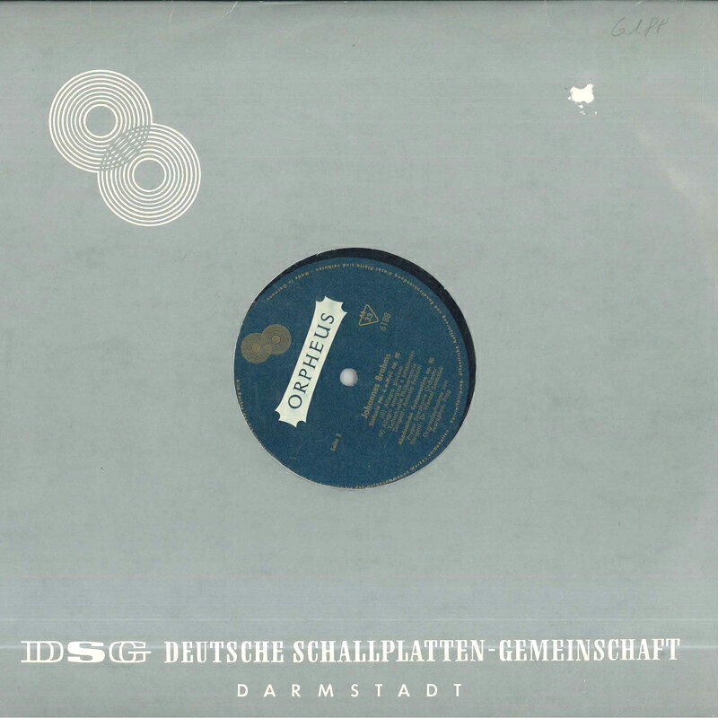 ・アーティスト Brahms ・タイトル Sinfonie Nr.4 E-moll Op.98 ・レーベル・型番 ORPHEUS 6188 ・フォーマット LPレコード ・コンディション(盤) 良い (VG+) ・コンディション(ジャケット) プレインカバー（元ジャケット／カバー無し） ・コンディション(帯) オビなし ・特記事項 【盤にヘアライン】 サンプル画像です。実際の商品の画像ではありません 商品写真はバーコード/カタログ番号に対応したサンプル画像ですので、お送りする商品の画像ではありません。帯やライナーなどの付属品は、特記事項に記載されている場合のみ含まれます。プロモやカラーレコードなどの仕様についても、該当する場合のみ特記事項に記載しています。 【ご購入前に必ずご確認ください】 ・本店サイト(www.recordcity.jp)とは価格、送料が違います ・本店サイト、その他支店のオーダーとは同梱発送できません ・注文確定後に別の注文を頂いた場合、注文同士の同梱は致しかねます。 ・別倉庫から発送しているため、店頭受け渡しは対応しておりません ・一部商品は他の通販サイトでも販売しているため、ご注文のタイミングによっては商品のご用意ができない場合がございます。 ・土日祝日はお休みです 金曜・祝前日9時以降のご連絡またはご入金は、返答または発送が週明け・祝日明けに順次対応となります。 ・ご購入後のキャンセル不可 ご購入後のキャンセルはいかなる理由においてもお受けできません。ご了承の上、ご購入くださいませ。 ・日本郵便(ゆうパック/ゆうメール)によるお届けになります。 ・中古品であることをご理解ください 当ストアでは中古商品を主に販売しております。中古品であることをご理解の上ご購入ください。また、一部商品はRecordCityオンラインストアで試聴可能です。 ・返品について お客様のご都合による返品は一切承っておりません。 表記の内容と実際の商品に相違がある場合、また針飛び等で返品・返金をご希望される場合は、商品の到着後1週間以内にご連絡ください。商品の返送をこちらで確認後、キャンセル・返金を行います。 コンディションVG以下の商品は返品できません。プレイに影響のない表面のこすれ傷、プレス起因のノイズ盤は返品の対象外です。 【コンディション表記】 ・ほぼ新品(M-)(Like New) 完全な新品。未使用。当店ではほぼ使用しません ・非常に良い(EX)(Excellent) 中古盤として美品な状態。わずかな経年を感じるものの傷みを感じさせない、当店基準で最高の状態 ・良い(VG+)(Very Good Plus) 丁寧に扱われた中古品で、軽い使用感がみられる。 ・可(VG)(Acceptable) 使い込まれた中古品で、「良い」よりもさらに使用感がみられる。 ・悪い(VG-)(Bad) 状態が悪いアイテム。使用の保障はなく、再生不可、針飛び、目立つノイズがあるかもしれない。状態によるクレーム不可。返品不可。 ・非常に悪い(G)(Very Bad) 「悪い」よりさらに状態が悪いアイテム。使用の保障はなく、再生不可、針飛び、目立つノイズがあるかもしれない。状態によるクレーム不可。返品不可。 ・ジャンク(Fair)(Junk/Fair) 割れている、反っている、水ダメージがある、カビ、ジャケットが分離している、ひどい書き込み、ひどい擦れなど最低の状態。使用の保障はなく、再生不可、針飛び、目立つノイズがあるかもしれない。状態によるクレーム不可。返品不可。 ・ジャンク(Poor)(Junk/Poor) 割れている、反っている、水ダメージがある、カビ、ジャケットが分離している、ひどい書き込み、ひどい擦れなど最低の状態。使用の保障はなく、再生不可、針飛び、目立つノイズがあるかもしれない。状態によるクレーム不可。返品不可。