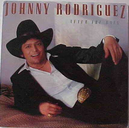 ・アーティスト Johnny Rodriguez (4) ・タイトル After The Rain ・レーベル・型番 Epic FE37103 ・フォーマット LPレコード ・コンディション(盤) 良い (VG+) ・コンディション(ジャケット) 良い (VG+) ・コンディション(帯) オビなし ・特記事項 サンプル画像です。実際の商品の画像ではありません 商品写真はバーコード/カタログ番号に対応したサンプル画像ですので、お送りする商品の画像ではありません。帯やライナーなどの付属品は、特記事項に記載されている場合のみ含まれます。プロモやカラーレコードなどの仕様についても、該当する場合のみ特記事項に記載しています。 【ご購入前に必ずご確認ください】 ・本店サイト(www.recordcity.jp)とは価格、送料が違います ・本店サイト、その他支店のオーダーとは同梱発送できません ・注文確定後に別の注文を頂いた場合、注文同士の同梱は致しかねます。 ・別倉庫から発送しているため、店頭受け渡しは対応しておりません ・一部商品は他の通販サイトでも販売しているため、ご注文のタイミングによっては商品のご用意ができない場合がございます。 ・土日祝日はお休みです 金曜・祝前日9時以降のご連絡またはご入金は、返答または発送が週明け・祝日明けに順次対応となります。 ・ご購入後のキャンセル不可 ご購入後のキャンセルはいかなる理由においてもお受けできません。ご了承の上、ご購入くださいませ。 ・日本郵便(ゆうパック/ゆうメール)によるお届けになります。 ・中古品であることをご理解ください 当ストアでは中古商品を主に販売しております。中古品であることをご理解の上ご購入ください。また、一部商品はRecordCityオンラインストアで試聴可能です。 ・返品について お客様のご都合による返品は一切承っておりません。 表記の内容と実際の商品に相違がある場合、また針飛び等で返品・返金をご希望される場合は、商品の到着後1週間以内にご連絡ください。商品の返送をこちらで確認後、キャンセル・返金を行います。 コンディションVG以下の商品は返品できません。プレイに影響のない表面のこすれ傷、プレス起因のノイズ盤は返品の対象外です。 【コンディション表記】 ・ほぼ新品(M-)(Like New) 完全な新品。未使用。当店ではほぼ使用しません ・非常に良い(EX)(Excellent) 中古盤として美品な状態。わずかな経年を感じるものの傷みを感じさせない、当店基準で最高の状態 ・良い(VG+)(Very Good Plus) 丁寧に扱われた中古品で、軽い使用感がみられる。 ・可(VG)(Acceptable) 使い込まれた中古品で、「良い」よりもさらに使用感がみられる。 ・悪い(VG-)(Bad) 状態が悪いアイテム。使用の保障はなく、再生不可、針飛び、目立つノイズがあるかもしれない。状態によるクレーム不可。返品不可。 ・非常に悪い(G)(Very Bad) 「悪い」よりさらに状態が悪いアイテム。使用の保障はなく、再生不可、針飛び、目立つノイズがあるかもしれない。状態によるクレーム不可。返品不可。 ・ジャンク(Fair)(Junk/Fair) 割れている、反っている、水ダメージがある、カビ、ジャケットが分離している、ひどい書き込み、ひどい擦れなど最低の状態。使用の保障はなく、再生不可、針飛び、目立つノイズがあるかもしれない。状態によるクレーム不可。返品不可。 ・ジャンク(Poor)(Junk/Poor) 割れている、反っている、水ダメージがある、カビ、ジャケットが分離している、ひどい書き込み、ひどい擦れなど最低の状態。使用の保障はなく、再生不可、針飛び、目立つノイズがあるかもしれない。状態によるクレーム不可。返品不可。