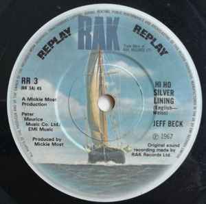 ・アーティスト Jeff Beck ・タイトル Hi Ho Silver Lining ・レーベル・型番 RAK RR3 ・フォーマット 7インチレコード ・コンディション(盤) 良い (VG+) ・コンディション(ジャケット) プレインカバー（元ジャケット／カバー無し） ・コンディション(帯) オビなし ・特記事項 【盤汚れ】【盤に浅い跡】 サンプル画像です。実際の商品の画像ではありません 商品写真はバーコード/カタログ番号に対応したサンプル画像ですので、お送りする商品の画像ではありません。帯やライナーなどの付属品は、特記事項に記載されている場合のみ含まれます。プロモやカラーレコードなどの仕様についても、該当する場合のみ特記事項に記載しています。 【ご購入前に必ずご確認ください】 ・本店サイト(www.recordcity.jp)とは価格、送料が違います ・本店サイト、その他支店のオーダーとは同梱発送できません ・注文確定後に別の注文を頂いた場合、注文同士の同梱は致しかねます。 ・別倉庫から発送しているため、店頭受け渡しは対応しておりません ・一部商品は他の通販サイトでも販売しているため、ご注文のタイミングによっては商品のご用意ができない場合がございます。 ・土日祝日はお休みです 金曜・祝前日9時以降のご連絡またはご入金は、返答または発送が週明け・祝日明けに順次対応となります。 ・ご購入後のキャンセル不可 ご購入後のキャンセルはいかなる理由においてもお受けできません。ご了承の上、ご購入くださいませ。 ・日本郵便(ゆうパック/ゆうメール)によるお届けになります。 ・中古品であることをご理解ください 当ストアでは中古商品を主に販売しております。中古品であることをご理解の上ご購入ください。また、一部商品はRecordCityオンラインストアで試聴可能です。 ・返品について お客様のご都合による返品は一切承っておりません。 表記の内容と実際の商品に相違がある場合、また針飛び等で返品・返金をご希望される場合は、商品の到着後1週間以内にご連絡ください。商品の返送をこちらで確認後、キャンセル・返金を行います。 コンディションVG以下の商品は返品できません。プレイに影響のない表面のこすれ傷、プレス起因のノイズ盤は返品の対象外です。 【コンディション表記】 ・ほぼ新品(M-)(Like New) 完全な新品。未使用。当店ではほぼ使用しません ・非常に良い(EX)(Excellent) 中古盤として美品な状態。わずかな経年を感じるものの傷みを感じさせない、当店基準で最高の状態 ・良い(VG+)(Very Good Plus) 丁寧に扱われた中古品で、軽い使用感がみられる。 ・可(VG)(Acceptable) 使い込まれた中古品で、「良い」よりもさらに使用感がみられる。 ・悪い(VG-)(Bad) 状態が悪いアイテム。使用の保障はなく、再生不可、針飛び、目立つノイズがあるかもしれない。状態によるクレーム不可。返品不可。 ・非常に悪い(G)(Very Bad) 「悪い」よりさらに状態が悪いアイテム。使用の保障はなく、再生不可、針飛び、目立つノイズがあるかもしれない。状態によるクレーム不可。返品不可。 ・ジャンク(Fair)(Junk/Fair) 割れている、反っている、水ダメージがある、カビ、ジャケットが分離している、ひどい書き込み、ひどい擦れなど最低の状態。使用の保障はなく、再生不可、針飛び、目立つノイズがあるかもしれない。状態によるクレーム不可。返品不可。 ・ジャンク(Poor)(Junk/Poor) 割れている、反っている、水ダメージがある、カビ、ジャケットが分離している、ひどい書き込み、ひどい擦れなど最低の状態。使用の保障はなく、再生不可、針飛び、目立つノイズがあるかもしれない。状態によるクレーム不可。返品不可。