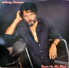 ・アーティスト Johnny Duncan (3) ・タイトル You're On My Mind ・レーベル・型番 Columbia JC36829 ・フォーマット LPレコード ・コンディション(盤) 良い (VG+) ・コンディション(ジャケット) 良い (VG+) ・コンディション(帯) オビなし ・特記事項 サンプル画像です。実際の商品の画像ではありません 商品写真はバーコード/カタログ番号に対応したサンプル画像ですので、お送りする商品の画像ではありません。帯やライナーなどの付属品は、特記事項に記載されている場合のみ含まれます。プロモやカラーレコードなどの仕様についても、該当する場合のみ特記事項に記載しています。 【ご購入前に必ずご確認ください】 ・本店サイト(www.recordcity.jp)とは価格、送料が違います ・本店サイト、その他支店のオーダーとは同梱発送できません ・注文確定後に別の注文を頂いた場合、注文同士の同梱は致しかねます。 ・別倉庫から発送しているため、店頭受け渡しは対応しておりません ・一部商品は他の通販サイトでも販売しているため、ご注文のタイミングによっては商品のご用意ができない場合がございます。 ・土日祝日はお休みです 金曜・祝前日9時以降のご連絡またはご入金は、返答または発送が週明け・祝日明けに順次対応となります。 ・ご購入後のキャンセル不可 ご購入後のキャンセルはいかなる理由においてもお受けできません。ご了承の上、ご購入くださいませ。 ・日本郵便(ゆうパック/ゆうメール)によるお届けになります。 ・中古品であることをご理解ください 当ストアでは中古商品を主に販売しております。中古品であることをご理解の上ご購入ください。また、一部商品はRecordCityオンラインストアで試聴可能です。 ・返品について お客様のご都合による返品は一切承っておりません。 表記の内容と実際の商品に相違がある場合、また針飛び等で返品・返金をご希望される場合は、商品の到着後1週間以内にご連絡ください。商品の返送をこちらで確認後、キャンセル・返金を行います。 コンディションVG以下の商品は返品できません。プレイに影響のない表面のこすれ傷、プレス起因のノイズ盤は返品の対象外です。 【コンディション表記】 ・ほぼ新品(M-)(Like New) 完全な新品。未使用。当店ではほぼ使用しません ・非常に良い(EX)(Excellent) 中古盤として美品な状態。わずかな経年を感じるものの傷みを感じさせない、当店基準で最高の状態 ・良い(VG+)(Very Good Plus) 丁寧に扱われた中古品で、軽い使用感がみられる。 ・可(VG)(Acceptable) 使い込まれた中古品で、「良い」よりもさらに使用感がみられる。 ・悪い(VG-)(Bad) 状態が悪いアイテム。使用の保障はなく、再生不可、針飛び、目立つノイズがあるかもしれない。状態によるクレーム不可。返品不可。 ・非常に悪い(G)(Very Bad) 「悪い」よりさらに状態が悪いアイテム。使用の保障はなく、再生不可、針飛び、目立つノイズがあるかもしれない。状態によるクレーム不可。返品不可。 ・ジャンク(Fair)(Junk/Fair) 割れている、反っている、水ダメージがある、カビ、ジャケットが分離している、ひどい書き込み、ひどい擦れなど最低の状態。使用の保障はなく、再生不可、針飛び、目立つノイズがあるかもしれない。状態によるクレーム不可。返品不可。 ・ジャンク(Poor)(Junk/Poor) 割れている、反っている、水ダメージがある、カビ、ジャケットが分離している、ひどい書き込み、ひどい擦れなど最低の状態。使用の保障はなく、再生不可、針飛び、目立つノイズがあるかもしれない。状態によるクレーム不可。返品不可。
