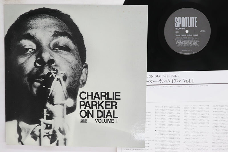 ・アーティスト Charlie Parker ・タイトル Charlie Parker On Dial Volume 1 ・レーベル・型番 SPOTLITE SGD80,SPJ101 ・フォーマット LPレコード ・コンディション(盤) 良い (VG+) ・コンディション(ジャケット) 良い (VG+) ・コンディション(帯) オビなし ・特記事項 【ライナー付き】 実際に発送される商品の画像です 【ご購入前に必ずご確認ください】 ・本店サイト(www.recordcity.jp)とは価格、送料が違います ・本店サイト、その他支店のオーダーとは同梱発送できません ・注文確定後に別の注文を頂いた場合、注文同士の同梱は致しかねます。 ・別倉庫から発送しているため、店頭受け渡しは対応しておりません ・一部商品は他の通販サイトでも販売しているため、ご注文のタイミングによっては商品のご用意ができない場合がございます。 ・土日祝日はお休みです 金曜・祝前日9時以降のご連絡またはご入金は、返答または発送が週明け・祝日明けに順次対応となります。 ・ご購入後のキャンセル不可 ご購入後のキャンセルはいかなる理由においてもお受けできません。ご了承の上、ご購入くださいませ。 ・日本郵便(ゆうパック/ゆうメール)によるお届けになります。 ・中古品であることをご理解ください 当ストアでは中古商品を主に販売しております。中古品であることをご理解の上ご購入ください。また、一部商品はRecordCityオンラインストアで試聴可能です。 ・返品について お客様のご都合による返品は一切承っておりません。 表記の内容と実際の商品に相違がある場合、また針飛び等で返品・返金をご希望される場合は、商品の到着後1週間以内にご連絡ください。商品の返送をこちらで確認後、キャンセル・返金を行います。 コンディションVG以下の商品は返品できません。プレイに影響のない表面のこすれ傷、プレス起因のノイズ盤は返品の対象外です。 【コンディション表記】 ・ほぼ新品(M-)(Like New) 完全な新品。未使用。当店ではほぼ使用しません ・非常に良い(EX)(Excellent) 中古盤として美品な状態。わずかな経年を感じるものの傷みを感じさせない、当店基準で最高の状態 ・良い(VG+)(Very Good Plus) 丁寧に扱われた中古品で、軽い使用感がみられる。 ・可(VG)(Acceptable) 使い込まれた中古品で、「良い」よりもさらに使用感がみられる。 ・悪い(VG-)(Bad) 状態が悪いアイテム。使用の保障はなく、再生不可、針飛び、目立つノイズがあるかもしれない。状態によるクレーム不可。返品不可。 ・非常に悪い(G)(Very Bad) 「悪い」よりさらに状態が悪いアイテム。使用の保障はなく、再生不可、針飛び、目立つノイズがあるかもしれない。状態によるクレーム不可。返品不可。 ・ジャンク(Fair)(Junk/Fair) 割れている、反っている、水ダメージがある、カビ、ジャケットが分離している、ひどい書き込み、ひどい擦れなど最低の状態。使用の保障はなく、再生不可、針飛び、目立つノイズがあるかもしれない。状態によるクレーム不可。返品不可。 ・ジャンク(Poor)(Junk/Poor) 割れている、反っている、水ダメージがある、カビ、ジャケットが分離している、ひどい書き込み、ひどい擦れなど最低の状態。使用の保障はなく、再生不可、針飛び、目立つノイズがあるかもしれない。状態によるクレーム不可。返品不可。