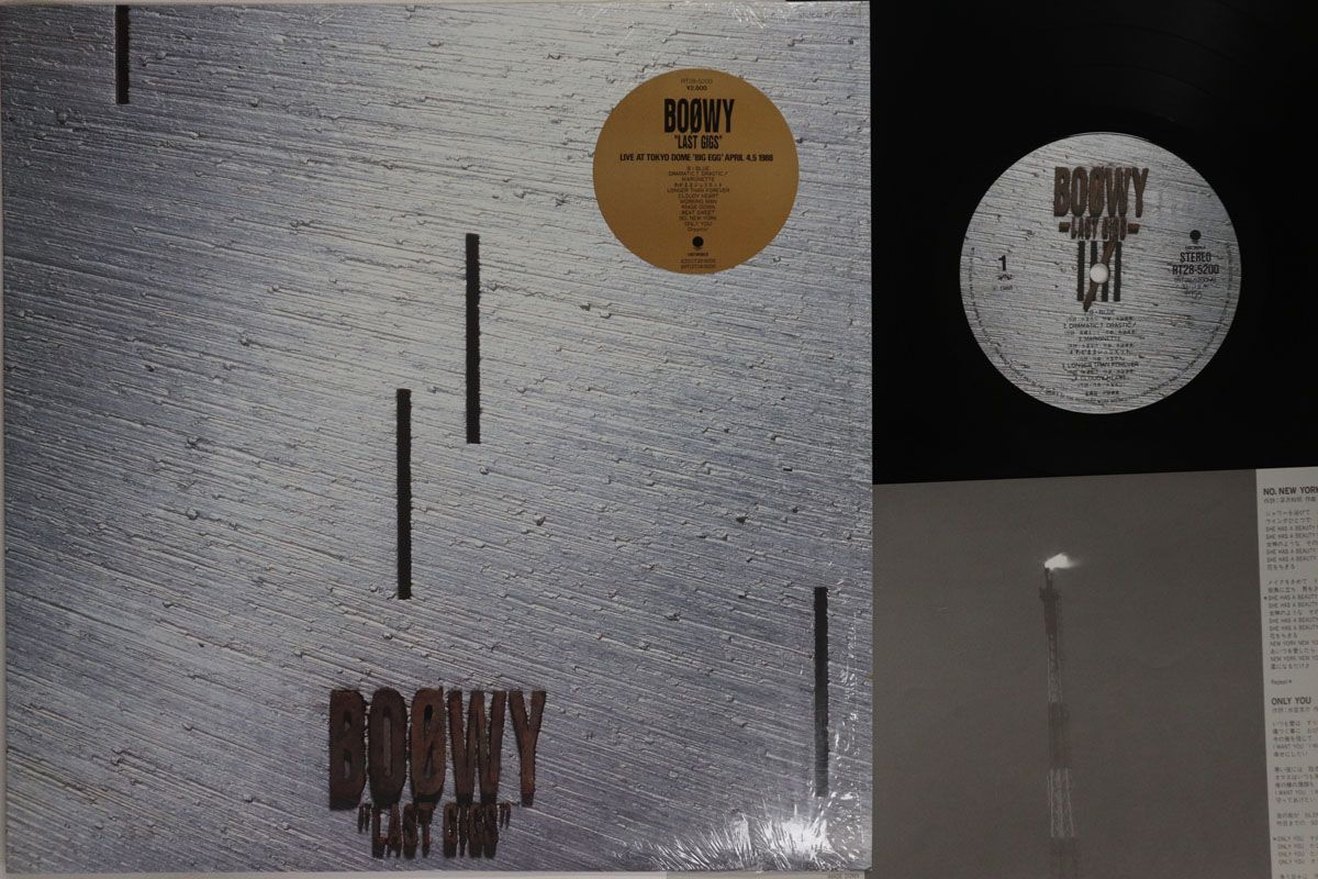 ・アーティスト Boowy ・タイトル Last Gigs ・レーベル・型番 EMI RT285200 ・フォーマット LPレコード ・コンディション(盤) 良い (VG+) ・コンディション(ジャケット) 良い (VG+) ・コンディション(帯) オビなし ・特記事項 【ライナー付き】 【シュリンク残し】【ハイプステッカー】 実際に発送される商品の画像です 【ご購入前に必ずご確認ください】 ・本店サイト(www.recordcity.jp)とは価格、送料が違います ・本店サイト、その他支店のオーダーとは同梱発送できません ・注文確定後に別の注文を頂いた場合、注文同士の同梱は致しかねます。 ・別倉庫から発送しているため、店頭受け渡しは対応しておりません ・一部商品は他の通販サイトでも販売しているため、ご注文のタイミングによっては商品のご用意ができない場合がございます。 ・土日祝日はお休みです 金曜・祝前日9時以降のご連絡またはご入金は、返答または発送が週明け・祝日明けに順次対応となります。 ・ご購入後のキャンセル不可 ご購入後のキャンセルはいかなる理由においてもお受けできません。ご了承の上、ご購入くださいませ。 ・日本郵便(ゆうパック/ゆうメール)によるお届けになります。 ・中古品であることをご理解ください 当ストアでは中古商品を主に販売しております。中古品であることをご理解の上ご購入ください。また、一部商品はRecordCityオンラインストアで試聴可能です。 ・返品について お客様のご都合による返品は一切承っておりません。 表記の内容と実際の商品に相違がある場合、また針飛び等で返品・返金をご希望される場合は、商品の到着後1週間以内にご連絡ください。商品の返送をこちらで確認後、キャンセル・返金を行います。 コンディションVG以下の商品は返品できません。プレイに影響のない表面のこすれ傷、プレス起因のノイズ盤は返品の対象外です。 【コンディション表記】 ・ほぼ新品(M-)(Like New) 完全な新品。未使用。当店ではほぼ使用しません ・非常に良い(EX)(Excellent) 中古盤として美品な状態。わずかな経年を感じるものの傷みを感じさせない、当店基準で最高の状態 ・良い(VG+)(Very Good Plus) 丁寧に扱われた中古品で、軽い使用感がみられる。 ・可(VG)(Acceptable) 使い込まれた中古品で、「良い」よりもさらに使用感がみられる。 ・悪い(VG-)(Bad) 状態が悪いアイテム。使用の保障はなく、再生不可、針飛び、目立つノイズがあるかもしれない。状態によるクレーム不可。返品不可。 ・非常に悪い(G)(Very Bad) 「悪い」よりさらに状態が悪いアイテム。使用の保障はなく、再生不可、針飛び、目立つノイズがあるかもしれない。状態によるクレーム不可。返品不可。 ・ジャンク(Fair)(Junk/Fair) 割れている、反っている、水ダメージがある、カビ、ジャケットが分離している、ひどい書き込み、ひどい擦れなど最低の状態。使用の保障はなく、再生不可、針飛び、目立つノイズがあるかもしれない。状態によるクレーム不可。返品不可。 ・ジャンク(Poor)(Junk/Poor) 割れている、反っている、水ダメージがある、カビ、ジャケットが分離している、ひどい書き込み、ひどい擦れなど最低の状態。使用の保障はなく、再生不可、針飛び、目立つノイズがあるかもしれない。状態によるクレーム不可。返品不可。