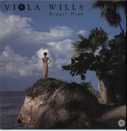 ・アーティスト Viola Wills ・タイトル Reggae High ・レーベル・型番 Island Records IS329 ・フォーマット 7インチレコード ・コンディション(盤) 非常に良い(EX) ・コンディション(ジャケット) カバーなし ・コンディション(帯) オビなし ・特記事項 サンプル画像です。実際の商品の画像ではありません 商品写真はバーコード/カタログ番号に対応したサンプル画像ですので、お送りする商品の画像ではありません。帯やライナーなどの付属品は、特記事項に記載されている場合のみ含まれます。プロモやカラーレコードなどの仕様についても、該当する場合のみ特記事項に記載しています。 【ご購入前に必ずご確認ください】 ・本店サイト(www.recordcity.jp)とは価格、送料が違います ・本店サイト、その他支店のオーダーとは同梱発送できません ・注文確定後に別の注文を頂いた場合、注文同士の同梱は致しかねます。 ・別倉庫から発送しているため、店頭受け渡しは対応しておりません ・一部商品は他の通販サイトでも販売しているため、ご注文のタイミングによっては商品のご用意ができない場合がございます。 ・土日祝日はお休みです 金曜・祝前日9時以降のご連絡またはご入金は、返答または発送が週明け・祝日明けに順次対応となります。 ・ご購入後のキャンセル不可 ご購入後のキャンセルはいかなる理由においてもお受けできません。ご了承の上、ご購入くださいませ。 ・日本郵便(ゆうパック/ゆうメール)によるお届けになります。 ・中古品であることをご理解ください 当ストアでは中古商品を主に販売しております。中古品であることをご理解の上ご購入ください。また、一部商品はRecordCityオンラインストアで試聴可能です。 ・返品について お客様のご都合による返品は一切承っておりません。 表記の内容と実際の商品に相違がある場合、また針飛び等で返品・返金をご希望される場合は、商品の到着後1週間以内にご連絡ください。商品の返送をこちらで確認後、キャンセル・返金を行います。 コンディションVG以下の商品は返品できません。プレイに影響のない表面のこすれ傷、プレス起因のノイズ盤は返品の対象外です。 【コンディション表記】 ・ほぼ新品(M-)(Like New) 完全な新品。未使用。当店ではほぼ使用しません ・非常に良い(EX)(Excellent) 中古盤として美品な状態。わずかな経年を感じるものの傷みを感じさせない、当店基準で最高の状態 ・良い(VG+)(Very Good Plus) 丁寧に扱われた中古品で、軽い使用感がみられる。 ・可(VG)(Acceptable) 使い込まれた中古品で、「良い」よりもさらに使用感がみられる。 ・悪い(VG-)(Bad) 状態が悪いアイテム。使用の保障はなく、再生不可、針飛び、目立つノイズがあるかもしれない。状態によるクレーム不可。返品不可。 ・非常に悪い(G)(Very Bad) 「悪い」よりさらに状態が悪いアイテム。使用の保障はなく、再生不可、針飛び、目立つノイズがあるかもしれない。状態によるクレーム不可。返品不可。 ・ジャンク(Fair)(Junk/Fair) 割れている、反っている、水ダメージがある、カビ、ジャケットが分離している、ひどい書き込み、ひどい擦れなど最低の状態。使用の保障はなく、再生不可、針飛び、目立つノイズがあるかもしれない。状態によるクレーム不可。返品不可。 ・ジャンク(Poor)(Junk/Poor) 割れている、反っている、水ダメージがある、カビ、ジャケットが分離している、ひどい書き込み、ひどい擦れなど最低の状態。使用の保障はなく、再生不可、針飛び、目立つノイズがあるかもしれない。状態によるクレーム不可。返品不可。