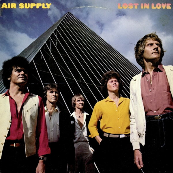 ・アーティスト Air Supply ・タイトル Lost In Love ・レーベル・型番 Arista AL9530 ・フォーマット LPレコード ・コンディション(盤) 良い (VG+) ・コンディション(ジャケット) 可 (VG) ・コンディション(帯) オビなし ・特記事項 サンプル画像です。実際の商品の画像ではありません 商品写真はバーコード/カタログ番号に対応したサンプル画像ですので、お送りする商品の画像ではありません。帯やライナーなどの付属品は、特記事項に記載されている場合のみ含まれます。プロモやカラーレコードなどの仕様についても、該当する場合のみ特記事項に記載しています。 【ご購入前に必ずご確認ください】 ・本店サイト(www.recordcity.jp)とは価格、送料が違います ・本店サイト、その他支店のオーダーとは同梱発送できません ・注文確定後に別の注文を頂いた場合、注文同士の同梱は致しかねます。 ・別倉庫から発送しているため、店頭受け渡しは対応しておりません ・一部商品は他の通販サイトでも販売しているため、ご注文のタイミングによっては商品のご用意ができない場合がございます。 ・土日祝日はお休みです 金曜・祝前日9時以降のご連絡またはご入金は、返答または発送が週明け・祝日明けに順次対応となります。 ・ご購入後のキャンセル不可 ご購入後のキャンセルはいかなる理由においてもお受けできません。ご了承の上、ご購入くださいませ。 ・日本郵便(ゆうパック/ゆうメール)によるお届けになります。 ・中古品であることをご理解ください 当ストアでは中古商品を主に販売しております。中古品であることをご理解の上ご購入ください。また、一部商品はRecordCityオンラインストアで試聴可能です。 ・返品について お客様のご都合による返品は一切承っておりません。 表記の内容と実際の商品に相違がある場合、また針飛び等で返品・返金をご希望される場合は、商品の到着後1週間以内にご連絡ください。商品の返送をこちらで確認後、キャンセル・返金を行います。 コンディションVG以下の商品は返品できません。プレイに影響のない表面のこすれ傷、プレス起因のノイズ盤は返品の対象外です。 【コンディション表記】 ・ほぼ新品(M-)(Like New) 完全な新品。未使用。当店ではほぼ使用しません ・非常に良い(EX)(Excellent) 中古盤として美品な状態。わずかな経年を感じるものの傷みを感じさせない、当店基準で最高の状態 ・良い(VG+)(Very Good Plus) 丁寧に扱われた中古品で、軽い使用感がみられる。 ・可(VG)(Acceptable) 使い込まれた中古品で、「良い」よりもさらに使用感がみられる。 ・悪い(VG-)(Bad) 状態が悪いアイテム。使用の保障はなく、再生不可、針飛び、目立つノイズがあるかもしれない。状態によるクレーム不可。返品不可。 ・非常に悪い(G)(Very Bad) 「悪い」よりさらに状態が悪いアイテム。使用の保障はなく、再生不可、針飛び、目立つノイズがあるかもしれない。状態によるクレーム不可。返品不可。 ・ジャンク(Fair)(Junk/Fair) 割れている、反っている、水ダメージがある、カビ、ジャケットが分離している、ひどい書き込み、ひどい擦れなど最低の状態。使用の保障はなく、再生不可、針飛び、目立つノイズがあるかもしれない。状態によるクレーム不可。返品不可。 ・ジャンク(Poor)(Junk/Poor) 割れている、反っている、水ダメージがある、カビ、ジャケットが分離している、ひどい書き込み、ひどい擦れなど最低の状態。使用の保障はなく、再生不可、針飛び、目立つノイズがあるかもしれない。状態によるクレーム不可。返品不可。