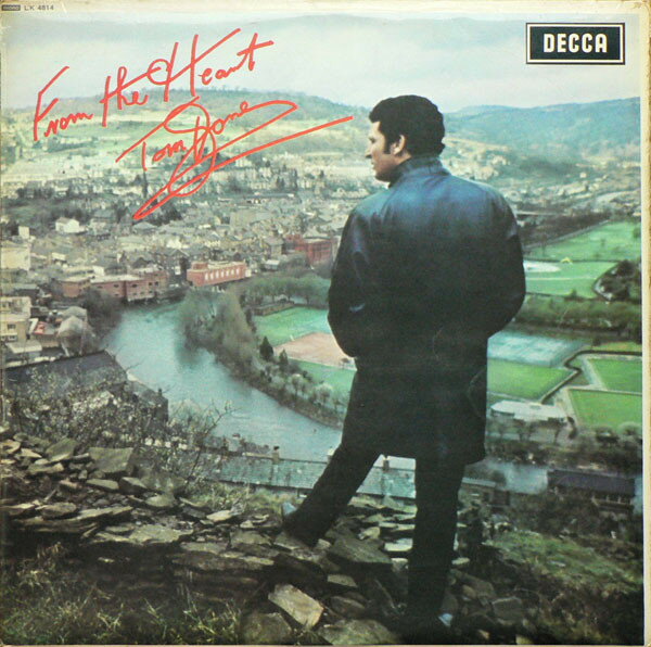 ・アーティスト Tom Jones ・タイトル From The Heart ・レーベル・型番 Decca, Decca LK4814 ・フォーマット LPレコード ・コンディション(盤) 良い (VG+) ・コンディション(ジャケット) 良い (VG+) ・コンディション(帯) オビなし ・特記事項 【カバーに目立つ染み】 サンプル画像です。実際の商品の画像ではありません 商品写真はバーコード/カタログ番号に対応したサンプル画像ですので、お送りする商品の画像ではありません。帯やライナーなどの付属品は、特記事項に記載されている場合のみ含まれます。プロモやカラーレコードなどの仕様についても、該当する場合のみ特記事項に記載しています。 【ご購入前に必ずご確認ください】 ・本店サイト(www.recordcity.jp)とは価格、送料が違います ・本店サイト、その他支店のオーダーとは同梱発送できません ・別倉庫から発送しているため、店頭受け渡しは対応しておりません ・一部商品は他の通販サイトでも販売しているため、ご注文のタイミングによっては商品のご用意ができない場合がございます。 ・土日祝日はお休みです 金曜・祝前日9時以降のご連絡またはご入金は、返答または発送が週明け・祝日明けに順次対応となります。 ・ご購入後のキャンセル不可 ご購入後のキャンセルはいかなる理由においてもお受けできません。ご了承の上、ご購入くださいませ。 ・日本郵便(ゆうパック/ゆうメール)によるお届けになります。 ・中古品であることをご理解ください 当ストアでは中古商品を主に販売しております。中古品であることをご理解の上ご購入ください。また、一部商品はRecordCityオンラインストアで試聴可能です。 ・返品について お客様のご都合による返品は一切承っておりません。 表記の内容と実際の商品に相違がある場合、また針飛び等で返品・返金をご希望される場合は、商品の到着後1週間以内にご連絡ください。商品の返送をこちらで確認後、キャンセル・返金を行います。 コンディションVG以下の商品は返品できません。プレイに影響のない表面のこすれ傷、プレス起因のノイズ盤は返品の対象外です。 【コンディション表記】 ・ほぼ新品(M-)(Like New) 完全な新品。未使用。当店ではほぼ使用しません ・非常に良い(EX)(Excellent) 中古盤として美品な状態。わずかな経年を感じるものの傷みを感じさせない、当店基準で最高の状態 ・良い(VG+)(Very Good Plus) 丁寧に扱われた中古品で、軽い使用感がみられる。 ・可(VG)(Acceptable) 使い込まれた中古品で、「良い」よりもさらに使用感がみられる。 ・悪い(VG-)(Bad) 状態が悪いアイテム。使用の保障はなく、再生不可、針飛び、目立つノイズがあるかもしれない。状態によるクレーム不可。返品不可。 ・非常に悪い(G)(Very Bad) 「悪い」よりさらに状態が悪いアイテム。使用の保障はなく、再生不可、針飛び、目立つノイズがあるかもしれない。状態によるクレーム不可。返品不可。 ・ジャンク(Fair)(Junk/Fair) 割れている、反っている、水ダメージがある、カビ、ジャケットが分離している、ひどい書き込み、ひどい擦れなど最低の状態。使用の保障はなく、再生不可、針飛び、目立つノイズがあるかもしれない。状態によるクレーム不可。返品不可。 ・ジャンク(Poor)(Junk/Poor) 割れている、反っている、水ダメージがある、カビ、ジャケットが分離している、ひどい書き込み、ひどい擦れなど最低の状態。使用の保障はなく、再生不可、針飛び、目立つノイズがあるかもしれない。状態によるクレーム不可。返品不可。