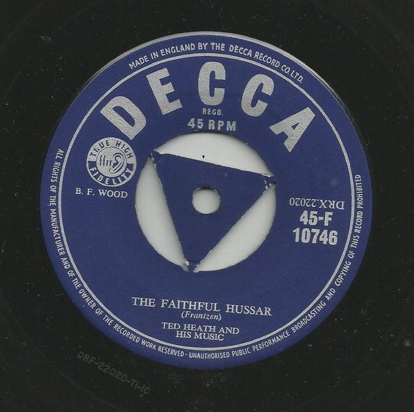 ・アーティスト Ted Heath & His Music ・タイトル The Faithful Hussar ・レーベル・型番 Decca 45F10746 ・フォーマット 7インチレコード(CDではありません) ・コンディション(盤) 良い (VG+) ・コンディション(ジャケット) プレインカバー（元ジャケット／カバー無し） ・コンディション(帯) オビなし ・特記事項 【盤に浅い跡】 サンプル画像です。実際の商品の画像ではありません 商品写真はバーコード/カタログ番号に対応したサンプル画像ですので、お送りする商品の画像ではありません。帯やライナーなどの付属品は、特記事項に記載されている場合のみ含まれます。プロモやカラーレコードなどの仕様についても、該当する場合のみ特記事項に記載しています。 【ご購入前に必ずご確認ください】 ・本店サイト(www.recordcity.jp)とは価格、送料が違います ・本店サイト、その他支店のオーダーとは同梱発送できません ・注文確定後に別の注文を頂いた場合、注文同士の同梱は致しかねます。 ・別倉庫から発送しているため、店頭受け渡しは対応しておりません ・一部商品は他の通販サイトでも販売しているため、ご注文のタイミングによっては商品のご用意ができない場合がございます。 ・土日祝日はお休みです 金曜・祝前日9時以降のご連絡またはご入金は、返答または発送が週明け・祝日明けに順次対応となります。 ・ご購入後のキャンセル不可 ご購入後のキャンセルはいかなる理由においてもお受けできません。ご了承の上、ご購入くださいませ。 ・日本郵便(ゆうパック/ゆうメール)によるお届けになります。 ・中古品であることをご理解ください 当ストアでは中古商品を主に販売しております。中古品であることをご理解の上ご購入ください。また、一部商品はRecordCityオンラインストアで試聴可能です。 ・返品について お客様のご都合による返品は一切承っておりません。 表記の内容と実際の商品に相違がある場合、また針飛び等で返品・返金をご希望される場合は、商品の到着後1週間以内にご連絡ください。商品の返送をこちらで確認後、キャンセル・返金を行います。 コンディションVG以下の商品は返品できません。プレイに影響のない表面のこすれ傷、プレス起因のノイズ盤は返品の対象外です。 【コンディション表記】 ・ほぼ新品(M-)(Like New) 完全な新品。未使用。当店ではほぼ使用しません ・非常に良い(EX)(Excellent) 中古盤として美品な状態。わずかな経年を感じるものの傷みを感じさせない、当店基準で最高の状態 ・良い(VG+)(Very Good Plus) 丁寧に扱われた中古品で、軽い使用感がみられる。 ・可(VG)(Acceptable) 使い込まれた中古品で、「良い」よりもさらに使用感がみられる。 ・悪い(VG-)(Bad) 状態が悪いアイテム。使用の保障はなく、再生不可、針飛び、目立つノイズがあるかもしれない。状態によるクレーム不可。返品不可。 ・非常に悪い(G)(Very Bad) 「悪い」よりさらに状態が悪いアイテム。使用の保障はなく、再生不可、針飛び、目立つノイズがあるかもしれない。状態によるクレーム不可。返品不可。 ・ジャンク(Fair)(Junk/Fair) 割れている、反っている、水ダメージがある、カビ、ジャケットが分離している、ひどい書き込み、ひどい擦れなど最低の状態。使用の保障はなく、再生不可、針飛び、目立つノイズがあるかもしれない。状態によるクレーム不可。返品不可。 ・ジャンク(Poor)(Junk/Poor) 割れている、反っている、水ダメージがある、カビ、ジャケットが分離している、ひどい書き込み、ひどい擦れなど最低の状態。使用の保障はなく、再生不可、針飛び、目立つノイズがあるかもしれない。状態によるクレーム不可。返品不可。