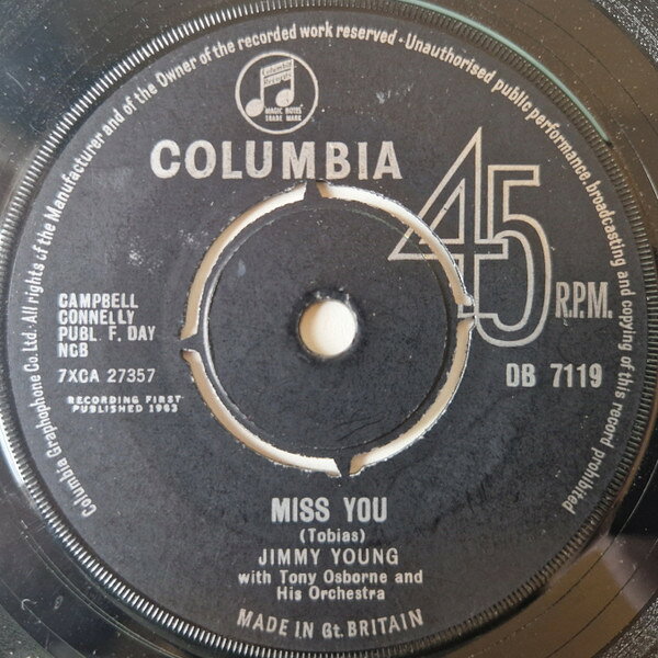 ・アーティスト Jimmy Young ・タイトル Miss You ・レーベル・型番 Columbia DB7119 ・フォーマット 7インチレコード ・コンディション(盤) 良い (VG+) ・コンディション(ジャケット) プレインカバー（元ジャケット／カバー無し） ・コンディション(帯) オビなし ・特記事項 【盤に薄い跡】 サンプル画像です。実際の商品の画像ではありません 商品写真はバーコード/カタログ番号に対応したサンプル画像ですので、お送りする商品の画像ではありません。帯やライナーなどの付属品は、特記事項に記載されている場合のみ含まれます。プロモやカラーレコードなどの仕様についても、該当する場合のみ特記事項に記載しています。 【ご購入前に必ずご確認ください】 ・本店サイト(www.recordcity.jp)とは価格、送料が違います ・本店サイト、その他支店のオーダーとは同梱発送できません ・注文確定後に別の注文を頂いた場合、注文同士の同梱は致しかねます。 ・別倉庫から発送しているため、店頭受け渡しは対応しておりません ・一部商品は他の通販サイトでも販売しているため、ご注文のタイミングによっては商品のご用意ができない場合がございます。 ・土日祝日はお休みです 金曜・祝前日9時以降のご連絡またはご入金は、返答または発送が週明け・祝日明けに順次対応となります。 ・ご購入後のキャンセル不可 ご購入後のキャンセルはいかなる理由においてもお受けできません。ご了承の上、ご購入くださいませ。 ・日本郵便(ゆうパック/ゆうメール)によるお届けになります。 ・中古品であることをご理解ください 当ストアでは中古商品を主に販売しております。中古品であることをご理解の上ご購入ください。また、一部商品はRecordCityオンラインストアで試聴可能です。 ・返品について お客様のご都合による返品は一切承っておりません。 表記の内容と実際の商品に相違がある場合、また針飛び等で返品・返金をご希望される場合は、商品の到着後1週間以内にご連絡ください。商品の返送をこちらで確認後、キャンセル・返金を行います。 コンディションVG以下の商品は返品できません。プレイに影響のない表面のこすれ傷、プレス起因のノイズ盤は返品の対象外です。 【コンディション表記】 ・ほぼ新品(M-)(Like New) 完全な新品。未使用。当店ではほぼ使用しません ・非常に良い(EX)(Excellent) 中古盤として美品な状態。わずかな経年を感じるものの傷みを感じさせない、当店基準で最高の状態 ・良い(VG+)(Very Good Plus) 丁寧に扱われた中古品で、軽い使用感がみられる。 ・可(VG)(Acceptable) 使い込まれた中古品で、「良い」よりもさらに使用感がみられる。 ・悪い(VG-)(Bad) 状態が悪いアイテム。使用の保障はなく、再生不可、針飛び、目立つノイズがあるかもしれない。状態によるクレーム不可。返品不可。 ・非常に悪い(G)(Very Bad) 「悪い」よりさらに状態が悪いアイテム。使用の保障はなく、再生不可、針飛び、目立つノイズがあるかもしれない。状態によるクレーム不可。返品不可。 ・ジャンク(Fair)(Junk/Fair) 割れている、反っている、水ダメージがある、カビ、ジャケットが分離している、ひどい書き込み、ひどい擦れなど最低の状態。使用の保障はなく、再生不可、針飛び、目立つノイズがあるかもしれない。状態によるクレーム不可。返品不可。 ・ジャンク(Poor)(Junk/Poor) 割れている、反っている、水ダメージがある、カビ、ジャケットが分離している、ひどい書き込み、ひどい擦れなど最低の状態。使用の保障はなく、再生不可、針飛び、目立つノイズがあるかもしれない。状態によるクレーム不可。返品不可。