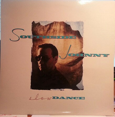 ・アーティスト Southside Johnny ・タイトル Slow Dance ・レーベル・型番 Cypress Records CYP906 ・フォーマット 12インチレコード ・コンディション(盤) 非常に良い(EX) ・コンディション(ジャケット) 良い (VG+) ・コンディション(帯) オビなし ・特記事項 【カバーにカットアウトホール】 サンプル画像です。実際の商品の画像ではありません 商品写真はバーコード/カタログ番号に対応したサンプル画像ですので、お送りする商品の画像ではありません。帯やライナーなどの付属品は、特記事項に記載されている場合のみ含まれます。プロモやカラーレコードなどの仕様についても、該当する場合のみ特記事項に記載しています。 【ご購入前に必ずご確認ください】 ・本店サイト(www.recordcity.jp)とは価格、送料が違います ・本店サイト、その他支店のオーダーとは同梱発送できません ・注文確定後に別の注文を頂いた場合、注文同士の同梱は致しかねます。 ・別倉庫から発送しているため、店頭受け渡しは対応しておりません ・一部商品は他の通販サイトでも販売しているため、ご注文のタイミングによっては商品のご用意ができない場合がございます。 ・土日祝日はお休みです 金曜・祝前日9時以降のご連絡またはご入金は、返答または発送が週明け・祝日明けに順次対応となります。 ・ご購入後のキャンセル不可 ご購入後のキャンセルはいかなる理由においてもお受けできません。ご了承の上、ご購入くださいませ。 ・日本郵便(ゆうパック/ゆうメール)によるお届けになります。 ・中古品であることをご理解ください 当ストアでは中古商品を主に販売しております。中古品であることをご理解の上ご購入ください。また、一部商品はRecordCityオンラインストアで試聴可能です。 ・返品について お客様のご都合による返品は一切承っておりません。 表記の内容と実際の商品に相違がある場合、また針飛び等で返品・返金をご希望される場合は、商品の到着後1週間以内にご連絡ください。商品の返送をこちらで確認後、キャンセル・返金を行います。 コンディションVG以下の商品は返品できません。プレイに影響のない表面のこすれ傷、プレス起因のノイズ盤は返品の対象外です。 【コンディション表記】 ・ほぼ新品(M-)(Like New) 完全な新品。未使用。当店ではほぼ使用しません ・非常に良い(EX)(Excellent) 中古盤として美品な状態。わずかな経年を感じるものの傷みを感じさせない、当店基準で最高の状態 ・良い(VG+)(Very Good Plus) 丁寧に扱われた中古品で、軽い使用感がみられる。 ・可(VG)(Acceptable) 使い込まれた中古品で、「良い」よりもさらに使用感がみられる。 ・悪い(VG-)(Bad) 状態が悪いアイテム。使用の保障はなく、再生不可、針飛び、目立つノイズがあるかもしれない。状態によるクレーム不可。返品不可。 ・非常に悪い(G)(Very Bad) 「悪い」よりさらに状態が悪いアイテム。使用の保障はなく、再生不可、針飛び、目立つノイズがあるかもしれない。状態によるクレーム不可。返品不可。 ・ジャンク(Fair)(Junk/Fair) 割れている、反っている、水ダメージがある、カビ、ジャケットが分離している、ひどい書き込み、ひどい擦れなど最低の状態。使用の保障はなく、再生不可、針飛び、目立つノイズがあるかもしれない。状態によるクレーム不可。返品不可。 ・ジャンク(Poor)(Junk/Poor) 割れている、反っている、水ダメージがある、カビ、ジャケットが分離している、ひどい書き込み、ひどい擦れなど最低の状態。使用の保障はなく、再生不可、針飛び、目立つノイズがあるかもしれない。状態によるクレーム不可。返品不可。