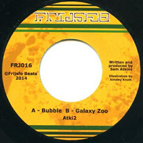 ・アーティスト Atki2 ・タイトル Bubble / Galaxy Zoo ・レーベル Frijsfo Beats FRJ016 ・フォーマット 7インチレコード ・コンディション(盤) 新品 (M) ・コンディション(ジャケット) ・コンディション(帯) オビなし ・特記事項 サンプル画像です。実際の商品の画像ではありません 商品写真はバーコード/カタログ番号に対応したサンプル画像ですので、お送りする商品の画像ではありません。帯やライナーなどの付属品は、特記事項に記載されている場合のみ含まれます。プロモやカラーレコードなどの仕様についても、該当する場合のみ特記事項に記載しています。 【ご購入前に必ずご確認ください】 ・本店サイト(www.recordcity.jp)とは価格、送料が違います ・本店サイト、その他支店のオーダーとは同梱発送できません ・別倉庫から発送しているため、店頭受け渡しは対応しておりません ・一部商品は他の通販サイトでも販売しているため、ご注文のタイミングによっては商品のご用意ができない場合がございます。 ・土日祝日はお休みです 金曜・祝前日9時以降のご連絡またはご入金は、返答または発送が週明け・祝日明けに順次対応となります。 ・ご購入後のキャンセル不可 ご購入後のキャンセルはいかなる理由においてもお受けできません。ご了承の上、ご購入くださいませ。 ・日本郵便(ゆうパック/ゆうメール)によるお届けになります。 ・中古品であることをご理解ください 当ストアではお客様よりお譲りいただいた中古商品を主に販売しております。中古品であることをご理解の上ご購入ください。また、一部商品はRecordCityオンラインストアで試聴可能です。 ・返品について お客様のご都合による返品は一切承っておりません。 表記の内容と実際の商品に相違がある場合、また針飛び等で返品・返金をご希望される場合は、商品の到着後1週間以内にご連絡ください。商品の返送をこちらで確認後、キャンセル・返金を行います。 コンディションVG以下の商品は返品できません。プレイに影響のない表面のこすれ傷、プレス起因のノイズ盤は返品の対象外です。 【コンディション表記】 ・ほぼ新品(M-)(Like New) 完全な新品。未使用。当店ではほぼ使用しません ・非常に良い(EX)(Excellent) 中古盤として美品な状態。わずかな経年を感じるものの傷みを感じさせない、当店基準で最高の状態 ・良い(VG+)(Very Good Plus) 丁寧に扱われた中古品で、軽い使用感がみられる。 ・可(VG)(Acceptable) 使い込まれた中古品で、「良い」よりもさらに使用感がみられる。 ・悪い(VG-)(Bad) 状態が悪いアイテム。使用の保障はなく、再生不可、針飛び、目立つノイズがあるかもしれない。状態によるクレーム不可。返品不可。 ・非常に悪い(G)(Very Bad) 「悪い」よりさらに状態が悪いアイテム。使用の保障はなく、再生不可、針飛び、目立つノイズがあるかもしれない。状態によるクレーム不可。返品不可。 ・ジャンク(Fair)(Junk/Fair) 割れている、反っている、水ダメージがある、カビ、ジャケットが分離している、ひどい書き込み、ひどい擦れなど最低の状態。使用の保障はなく、再生不可、針飛び、目立つノイズがあるかもしれない。状態によるクレーム不可。返品不可。 ・ジャンク(Poor)(Junk/Poor) 割れている、反っている、水ダメージがある、カビ、ジャケットが分離している、ひどい書き込み、ひどい擦れなど最低の状態。使用の保障はなく、再生不可、針飛び、目立つノイズがあるかもしれない。状態によるクレーム不可。返品不可。