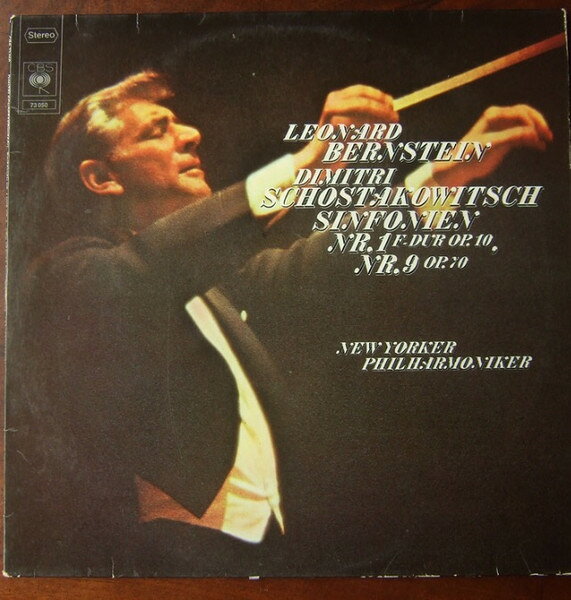 ・アーティスト Dmitri Shostakovich , Leonard Bernstein , New York Philharmonic ・タイトル Sinfonien Nr.1 F-Dur Op.10 / Nr.9 Op.70 ・レーベル・型番 CBS 73050 ・フォーマット LPレコード ・コンディション(盤) 良い (VG+) ・コンディション(ジャケット) 可 (VG) ・コンディション(帯) オビなし ・特記事項 【カバー抜け】【カバーに擦れ】【盤に小さいキズ】【インナースリーブに破れあり】 サンプル画像です。実際の商品の画像ではありません 商品写真はバーコード/カタログ番号に対応したサンプル画像ですので、お送りする商品の画像ではありません。帯やライナーなどの付属品は、特記事項に記載されている場合のみ含まれます。プロモやカラーレコードなどの仕様についても、該当する場合のみ特記事項に記載しています。 【ご購入前に必ずご確認ください】 ・本店サイト(www.recordcity.jp)とは価格、送料が違います ・本店サイト、その他支店のオーダーとは同梱発送できません ・注文確定後に別の注文を頂いた場合、注文同士の同梱は致しかねます。 ・別倉庫から発送しているため、店頭受け渡しは対応しておりません ・一部商品は他の通販サイトでも販売しているため、ご注文のタイミングによっては商品のご用意ができない場合がございます。 ・土日祝日はお休みです 金曜・祝前日9時以降のご連絡またはご入金は、返答または発送が週明け・祝日明けに順次対応となります。 ・ご購入後のキャンセル不可 ご購入後のキャンセルはいかなる理由においてもお受けできません。ご了承の上、ご購入くださいませ。 ・日本郵便(ゆうパック/ゆうメール)によるお届けになります。 ・中古品であることをご理解ください 当ストアでは中古商品を主に販売しております。中古品であることをご理解の上ご購入ください。また、一部商品はRecordCityオンラインストアで試聴可能です。 ・返品について お客様のご都合による返品は一切承っておりません。 表記の内容と実際の商品に相違がある場合、また針飛び等で返品・返金をご希望される場合は、商品の到着後1週間以内にご連絡ください。商品の返送をこちらで確認後、キャンセル・返金を行います。 コンディションVG以下の商品は返品できません。プレイに影響のない表面のこすれ傷、プレス起因のノイズ盤は返品の対象外です。 【コンディション表記】 ・ほぼ新品(M-)(Like New) 完全な新品。未使用。当店ではほぼ使用しません ・非常に良い(EX)(Excellent) 中古盤として美品な状態。わずかな経年を感じるものの傷みを感じさせない、当店基準で最高の状態 ・良い(VG+)(Very Good Plus) 丁寧に扱われた中古品で、軽い使用感がみられる。 ・可(VG)(Acceptable) 使い込まれた中古品で、「良い」よりもさらに使用感がみられる。 ・悪い(VG-)(Bad) 状態が悪いアイテム。使用の保障はなく、再生不可、針飛び、目立つノイズがあるかもしれない。状態によるクレーム不可。返品不可。 ・非常に悪い(G)(Very Bad) 「悪い」よりさらに状態が悪いアイテム。使用の保障はなく、再生不可、針飛び、目立つノイズがあるかもしれない。状態によるクレーム不可。返品不可。 ・ジャンク(Fair)(Junk/Fair) 割れている、反っている、水ダメージがある、カビ、ジャケットが分離している、ひどい書き込み、ひどい擦れなど最低の状態。使用の保障はなく、再生不可、針飛び、目立つノイズがあるかもしれない。状態によるクレーム不可。返品不可。 ・ジャンク(Poor)(Junk/Poor) 割れている、反っている、水ダメージがある、カビ、ジャケットが分離している、ひどい書き込み、ひどい擦れなど最低の状態。使用の保障はなく、再生不可、針飛び、目立つノイズがあるかもしれない。状態によるクレーム不可。返品不可。