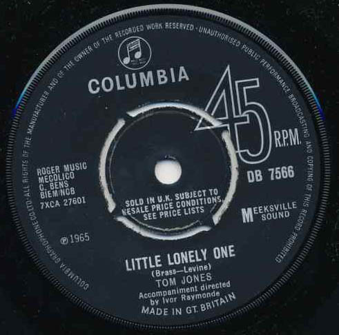 ・アーティスト Tom Jones ・タイトル Little Lonely One / That's What We'll All Do ・レーベル・型番 Columbia DB7566 ・フォーマット 7インチレコード ・コンディション(盤) 良い (VG+) ・コンディション(ジャケット) プレインカバー（元ジャケット／カバー無し） ・コンディション(帯) オビなし ・特記事項 【盤に短いヘアライン】 サンプル画像です。実際の商品の画像ではありません 商品写真はバーコード/カタログ番号に対応したサンプル画像ですので、お送りする商品の画像ではありません。帯やライナーなどの付属品は、特記事項に記載されている場合のみ含まれます。プロモやカラーレコードなどの仕様についても、該当する場合のみ特記事項に記載しています。 【ご購入前に必ずご確認ください】 ・本店サイト(www.recordcity.jp)とは価格、送料が違います ・本店サイト、その他支店のオーダーとは同梱発送できません ・注文確定後に別の注文を頂いた場合、注文同士の同梱は致しかねます。 ・別倉庫から発送しているため、店頭受け渡しは対応しておりません ・一部商品は他の通販サイトでも販売しているため、ご注文のタイミングによっては商品のご用意ができない場合がございます。 ・土日祝日はお休みです 金曜・祝前日9時以降のご連絡またはご入金は、返答または発送が週明け・祝日明けに順次対応となります。 ・ご購入後のキャンセル不可 ご購入後のキャンセルはいかなる理由においてもお受けできません。ご了承の上、ご購入くださいませ。 ・日本郵便(ゆうパック/ゆうメール)によるお届けになります。 ・中古品であることをご理解ください 当ストアでは中古商品を主に販売しております。中古品であることをご理解の上ご購入ください。また、一部商品はRecordCityオンラインストアで試聴可能です。 ・返品について お客様のご都合による返品は一切承っておりません。 表記の内容と実際の商品に相違がある場合、また針飛び等で返品・返金をご希望される場合は、商品の到着後1週間以内にご連絡ください。商品の返送をこちらで確認後、キャンセル・返金を行います。 コンディションVG以下の商品は返品できません。プレイに影響のない表面のこすれ傷、プレス起因のノイズ盤は返品の対象外です。 【コンディション表記】 ・ほぼ新品(M-)(Like New) 完全な新品。未使用。当店ではほぼ使用しません ・非常に良い(EX)(Excellent) 中古盤として美品な状態。わずかな経年を感じるものの傷みを感じさせない、当店基準で最高の状態 ・良い(VG+)(Very Good Plus) 丁寧に扱われた中古品で、軽い使用感がみられる。 ・可(VG)(Acceptable) 使い込まれた中古品で、「良い」よりもさらに使用感がみられる。 ・悪い(VG-)(Bad) 状態が悪いアイテム。使用の保障はなく、再生不可、針飛び、目立つノイズがあるかもしれない。状態によるクレーム不可。返品不可。 ・非常に悪い(G)(Very Bad) 「悪い」よりさらに状態が悪いアイテム。使用の保障はなく、再生不可、針飛び、目立つノイズがあるかもしれない。状態によるクレーム不可。返品不可。 ・ジャンク(Fair)(Junk/Fair) 割れている、反っている、水ダメージがある、カビ、ジャケットが分離している、ひどい書き込み、ひどい擦れなど最低の状態。使用の保障はなく、再生不可、針飛び、目立つノイズがあるかもしれない。状態によるクレーム不可。返品不可。 ・ジャンク(Poor)(Junk/Poor) 割れている、反っている、水ダメージがある、カビ、ジャケットが分離している、ひどい書き込み、ひどい擦れなど最低の状態。使用の保障はなく、再生不可、針飛び、目立つノイズがあるかもしれない。状態によるクレーム不可。返品不可。