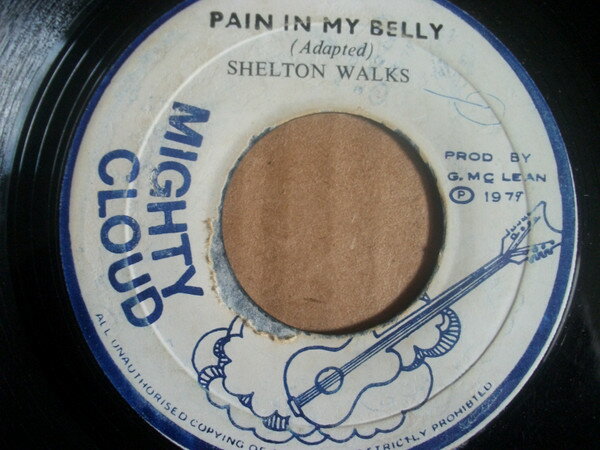 ・アーティスト Shelton Walks ・タイトル Pain In My Belly ・レーベル・型番 Mighty Cloud NONE ・フォーマット 7インチレコード ・コンディション(盤) 良い (VG+) ・コンディション(ジャケット) ・コンディション(帯) オビなし ・特記事項 【レーベルに書き込み】【盤に短いヘアライン】【SEW】 サンプル画像です。実際の商品の画像ではありません 商品写真はバーコード/カタログ番号に対応したサンプル画像ですので、お送りする商品の画像ではありません。帯やライナーなどの付属品は、特記事項に記載されている場合のみ含まれます。プロモやカラーレコードなどの仕様についても、該当する場合のみ特記事項に記載しています。 【ご購入前に必ずご確認ください】 ・本店サイト(www.recordcity.jp)とは価格、送料が違います ・本店サイト、その他支店のオーダーとは同梱発送できません ・注文確定後に別の注文を頂いた場合、注文同士の同梱は致しかねます。 ・別倉庫から発送しているため、店頭受け渡しは対応しておりません ・一部商品は他の通販サイトでも販売しているため、ご注文のタイミングによっては商品のご用意ができない場合がございます。 ・土日祝日はお休みです 金曜・祝前日9時以降のご連絡またはご入金は、返答または発送が週明け・祝日明けに順次対応となります。 ・ご購入後のキャンセル不可 ご購入後のキャンセルはいかなる理由においてもお受けできません。ご了承の上、ご購入くださいませ。 ・日本郵便(ゆうパック/ゆうメール)によるお届けになります。 ・中古品であることをご理解ください 当ストアでは中古商品を主に販売しております。中古品であることをご理解の上ご購入ください。また、一部商品はRecordCityオンラインストアで試聴可能です。 ・返品について お客様のご都合による返品は一切承っておりません。 表記の内容と実際の商品に相違がある場合、また針飛び等で返品・返金をご希望される場合は、商品の到着後1週間以内にご連絡ください。商品の返送をこちらで確認後、キャンセル・返金を行います。 コンディションVG以下の商品は返品できません。プレイに影響のない表面のこすれ傷、プレス起因のノイズ盤は返品の対象外です。 【コンディション表記】 ・ほぼ新品(M-)(Like New) 完全な新品。未使用。当店ではほぼ使用しません ・非常に良い(EX)(Excellent) 中古盤として美品な状態。わずかな経年を感じるものの傷みを感じさせない、当店基準で最高の状態 ・良い(VG+)(Very Good Plus) 丁寧に扱われた中古品で、軽い使用感がみられる。 ・可(VG)(Acceptable) 使い込まれた中古品で、「良い」よりもさらに使用感がみられる。 ・悪い(VG-)(Bad) 状態が悪いアイテム。使用の保障はなく、再生不可、針飛び、目立つノイズがあるかもしれない。状態によるクレーム不可。返品不可。 ・非常に悪い(G)(Very Bad) 「悪い」よりさらに状態が悪いアイテム。使用の保障はなく、再生不可、針飛び、目立つノイズがあるかもしれない。状態によるクレーム不可。返品不可。 ・ジャンク(Fair)(Junk/Fair) 割れている、反っている、水ダメージがある、カビ、ジャケットが分離している、ひどい書き込み、ひどい擦れなど最低の状態。使用の保障はなく、再生不可、針飛び、目立つノイズがあるかもしれない。状態によるクレーム不可。返品不可。 ・ジャンク(Poor)(Junk/Poor) 割れている、反っている、水ダメージがある、カビ、ジャケットが分離している、ひどい書き込み、ひどい擦れなど最低の状態。使用の保障はなく、再生不可、針飛び、目立つノイズがあるかもしれない。状態によるクレーム不可。返品不可。