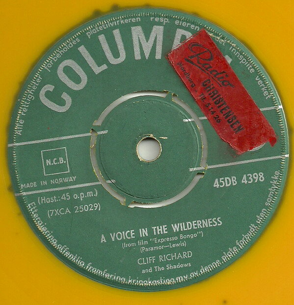 ・アーティスト Cliff Richard & The Shadows ・タイトル A Voice In The Wilderness ・レーベル・型番 Columbia 45DB4398 ・フォーマット 7インチレコード ・コンディション(盤) 良い (VG+) ・コンディション(ジャケット) プレインカバー（元ジャケット／カバー無し） ・コンディション(帯) オビなし ・特記事項 【盤に小さいキズ】【カラー盤(-)】 サンプル画像です。実際の商品の画像ではありません 商品写真はバーコード/カタログ番号に対応したサンプル画像ですので、お送りする商品の画像ではありません。帯やライナーなどの付属品は、特記事項に記載されている場合のみ含まれます。プロモやカラーレコードなどの仕様についても、該当する場合のみ特記事項に記載しています。 【ご購入前に必ずご確認ください】 ・本店サイト(www.recordcity.jp)とは価格、送料が違います ・本店サイト、その他支店のオーダーとは同梱発送できません ・注文確定後に別の注文を頂いた場合、注文同士の同梱は致しかねます。 ・別倉庫から発送しているため、店頭受け渡しは対応しておりません ・一部商品は他の通販サイトでも販売しているため、ご注文のタイミングによっては商品のご用意ができない場合がございます。 ・土日祝日はお休みです 金曜・祝前日9時以降のご連絡またはご入金は、返答または発送が週明け・祝日明けに順次対応となります。 ・ご購入後のキャンセル不可 ご購入後のキャンセルはいかなる理由においてもお受けできません。ご了承の上、ご購入くださいませ。 ・日本郵便(ゆうパック/ゆうメール)によるお届けになります。 ・中古品であることをご理解ください 当ストアでは中古商品を主に販売しております。中古品であることをご理解の上ご購入ください。また、一部商品はRecordCityオンラインストアで試聴可能です。 ・返品について お客様のご都合による返品は一切承っておりません。 表記の内容と実際の商品に相違がある場合、また針飛び等で返品・返金をご希望される場合は、商品の到着後1週間以内にご連絡ください。商品の返送をこちらで確認後、キャンセル・返金を行います。 コンディションVG以下の商品は返品できません。プレイに影響のない表面のこすれ傷、プレス起因のノイズ盤は返品の対象外です。 【コンディション表記】 ・ほぼ新品(M-)(Like New) 完全な新品。未使用。当店ではほぼ使用しません ・非常に良い(EX)(Excellent) 中古盤として美品な状態。わずかな経年を感じるものの傷みを感じさせない、当店基準で最高の状態 ・良い(VG+)(Very Good Plus) 丁寧に扱われた中古品で、軽い使用感がみられる。 ・可(VG)(Acceptable) 使い込まれた中古品で、「良い」よりもさらに使用感がみられる。 ・悪い(VG-)(Bad) 状態が悪いアイテム。使用の保障はなく、再生不可、針飛び、目立つノイズがあるかもしれない。状態によるクレーム不可。返品不可。 ・非常に悪い(G)(Very Bad) 「悪い」よりさらに状態が悪いアイテム。使用の保障はなく、再生不可、針飛び、目立つノイズがあるかもしれない。状態によるクレーム不可。返品不可。 ・ジャンク(Fair)(Junk/Fair) 割れている、反っている、水ダメージがある、カビ、ジャケットが分離している、ひどい書き込み、ひどい擦れなど最低の状態。使用の保障はなく、再生不可、針飛び、目立つノイズがあるかもしれない。状態によるクレーム不可。返品不可。 ・ジャンク(Poor)(Junk/Poor) 割れている、反っている、水ダメージがある、カビ、ジャケットが分離している、ひどい書き込み、ひどい擦れなど最低の状態。使用の保障はなく、再生不可、針飛び、目立つノイズがあるかもしれない。状態によるクレーム不可。返品不可。