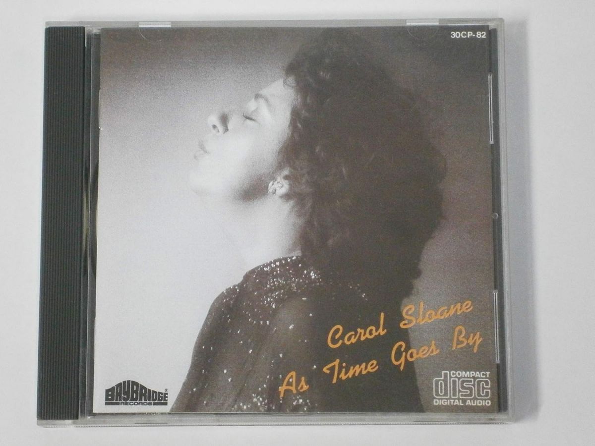 ・アーティスト Various ・タイトル 時の過ぎゆくまま ・レーベル・型番 ・フォーマット CD ・コンディション(盤) 良い (VG+) ・コンディション(ジャケット) ・コンディション(帯) オビなし ・特記事項 【カバー汚れ】【ソフトケース入り（プラケースなし）】 サンプル画像です。実際の商品の画像ではありません 商品写真はバーコード/カタログ番号に対応したサンプル画像ですので、お送りする商品の画像ではありません。帯やライナーなどの付属品は、特記事項に記載されている場合のみ含まれます。プロモやカラーレコードなどの仕様についても、該当する場合のみ特記事項に記載しています。 【ご購入前に必ずご確認ください】 ・本店サイト(www.recordcity.jp)とは価格、送料が違います ・本店サイト、その他支店のオーダーとは同梱発送できません ・別倉庫から発送しているため、店頭受け渡しは対応しておりません ・一部商品は他の通販サイトでも販売しているため、ご注文のタイミングによっては商品のご用意ができない場合がございます。 ・土日祝日はお休みです 金曜・祝前日9時以降のご連絡またはご入金は、返答または発送が週明け・祝日明けに順次対応となります。 ・ご購入後のキャンセル不可 ご購入後のキャンセルはいかなる理由においてもお受けできません。ご了承の上、ご購入くださいませ。 ・日本郵便(ゆうパック/ゆうメール)によるお届けになります。 ・中古品であることをご理解ください 当ストアでは中古商品を主に販売しております。中古品であることをご理解の上ご購入ください。また、一部商品はRecordCityオンラインストアで試聴可能です。 ・返品について お客様のご都合による返品は一切承っておりません。 表記の内容と実際の商品に相違がある場合、また針飛び等で返品・返金をご希望される場合は、商品の到着後1週間以内にご連絡ください。商品の返送をこちらで確認後、キャンセル・返金を行います。 コンディションVG以下の商品は返品できません。プレイに影響のない表面のこすれ傷、プレス起因のノイズ盤は返品の対象外です。 【コンディション表記】 ・ほぼ新品(M-)(Like New) 完全な新品。未使用。当店ではほぼ使用しません ・非常に良い(EX)(Excellent) 中古盤として美品な状態。わずかな経年を感じるものの傷みを感じさせない、当店基準で最高の状態 ・良い(VG+)(Very Good Plus) 丁寧に扱われた中古品で、軽い使用感がみられる。 ・可(VG)(Acceptable) 使い込まれた中古品で、「良い」よりもさらに使用感がみられる。 ・悪い(VG-)(Bad) 状態が悪いアイテム。使用の保障はなく、再生不可、針飛び、目立つノイズがあるかもしれない。状態によるクレーム不可。返品不可。 ・非常に悪い(G)(Very Bad) 「悪い」よりさらに状態が悪いアイテム。使用の保障はなく、再生不可、針飛び、目立つノイズがあるかもしれない。状態によるクレーム不可。返品不可。 ・ジャンク(Fair)(Junk/Fair) 割れている、反っている、水ダメージがある、カビ、ジャケットが分離している、ひどい書き込み、ひどい擦れなど最低の状態。使用の保障はなく、再生不可、針飛び、目立つノイズがあるかもしれない。状態によるクレーム不可。返品不可。 ・ジャンク(Poor)(Junk/Poor) 割れている、反っている、水ダメージがある、カビ、ジャケットが分離している、ひどい書き込み、ひどい擦れなど最低の状態。使用の保障はなく、再生不可、針飛び、目立つノイズがあるかもしれない。状態によるクレーム不可。返品不可。