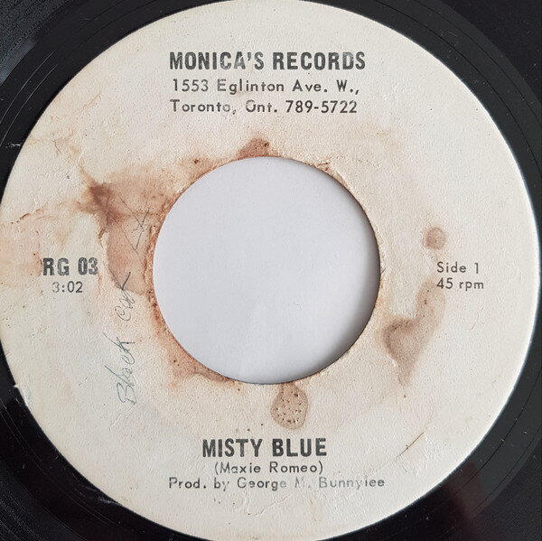 ・アーティスト Max Romeo ・タイトル Misty Blue ・レーベル・型番 Monica's Records RG03 ・フォーマット 7インチレコード ・コンディション(盤) 良い (VG+) ・コンディション(ジャケット) ・コンディション(帯) オビなし ・特記事項 サンプル画像です。実際の商品の画像ではありません 商品写真はバーコード/カタログ番号に対応したサンプル画像ですので、お送りする商品の画像ではありません。帯やライナーなどの付属品は、特記事項に記載されている場合のみ含まれます。プロモやカラーレコードなどの仕様についても、該当する場合のみ特記事項に記載しています。 【ご購入前に必ずご確認ください】 ・本店サイト(www.recordcity.jp)とは価格、送料が違います ・本店サイト、その他支店のオーダーとは同梱発送できません ・注文確定後に別の注文を頂いた場合、注文同士の同梱は致しかねます。 ・別倉庫から発送しているため、店頭受け渡しは対応しておりません ・一部商品は他の通販サイトでも販売しているため、ご注文のタイミングによっては商品のご用意ができない場合がございます。 ・土日祝日はお休みです 金曜・祝前日9時以降のご連絡またはご入金は、返答または発送が週明け・祝日明けに順次対応となります。 ・ご購入後のキャンセル不可 ご購入後のキャンセルはいかなる理由においてもお受けできません。ご了承の上、ご購入くださいませ。 ・日本郵便(ゆうパック/ゆうメール)によるお届けになります。 ・中古品であることをご理解ください 当ストアでは中古商品を主に販売しております。中古品であることをご理解の上ご購入ください。また、一部商品はRecordCityオンラインストアで試聴可能です。 ・返品について お客様のご都合による返品は一切承っておりません。 表記の内容と実際の商品に相違がある場合、また針飛び等で返品・返金をご希望される場合は、商品の到着後1週間以内にご連絡ください。商品の返送をこちらで確認後、キャンセル・返金を行います。 コンディションVG以下の商品は返品できません。プレイに影響のない表面のこすれ傷、プレス起因のノイズ盤は返品の対象外です。 【コンディション表記】 ・ほぼ新品(M-)(Like New) 完全な新品。未使用。当店ではほぼ使用しません ・非常に良い(EX)(Excellent) 中古盤として美品な状態。わずかな経年を感じるものの傷みを感じさせない、当店基準で最高の状態 ・良い(VG+)(Very Good Plus) 丁寧に扱われた中古品で、軽い使用感がみられる。 ・可(VG)(Acceptable) 使い込まれた中古品で、「良い」よりもさらに使用感がみられる。 ・悪い(VG-)(Bad) 状態が悪いアイテム。使用の保障はなく、再生不可、針飛び、目立つノイズがあるかもしれない。状態によるクレーム不可。返品不可。 ・非常に悪い(G)(Very Bad) 「悪い」よりさらに状態が悪いアイテム。使用の保障はなく、再生不可、針飛び、目立つノイズがあるかもしれない。状態によるクレーム不可。返品不可。 ・ジャンク(Fair)(Junk/Fair) 割れている、反っている、水ダメージがある、カビ、ジャケットが分離している、ひどい書き込み、ひどい擦れなど最低の状態。使用の保障はなく、再生不可、針飛び、目立つノイズがあるかもしれない。状態によるクレーム不可。返品不可。 ・ジャンク(Poor)(Junk/Poor) 割れている、反っている、水ダメージがある、カビ、ジャケットが分離している、ひどい書き込み、ひどい擦れなど最低の状態。使用の保障はなく、再生不可、針飛び、目立つノイズがあるかもしれない。状態によるクレーム不可。返品不可。