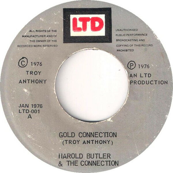 ・アーティスト Harold Butler & The Connection (2) ・タイトル Gold Connection ・レーベル・型番 LTD LTD001 ・フォーマット 7インチレコード ・コンディション(盤) 良い (VG+) ・コンディション(ジャケット) ・コンディション(帯) オビなし ・特記事項 【盤に短いヘアライン】【レーベルにスタンプ】【SEW/SLD】 サンプル画像です。実際の商品の画像ではありません 商品写真はバーコード/カタログ番号に対応したサンプル画像ですので、お送りする商品の画像ではありません。帯やライナーなどの付属品は、特記事項に記載されている場合のみ含まれます。プロモやカラーレコードなどの仕様についても、該当する場合のみ特記事項に記載しています。 【ご購入前に必ずご確認ください】 ・本店サイト(www.recordcity.jp)とは価格、送料が違います ・本店サイト、その他支店のオーダーとは同梱発送できません ・注文確定後に別の注文を頂いた場合、注文同士の同梱は致しかねます。 ・別倉庫から発送しているため、店頭受け渡しは対応しておりません ・一部商品は他の通販サイトでも販売しているため、ご注文のタイミングによっては商品のご用意ができない場合がございます。 ・土日祝日はお休みです 金曜・祝前日9時以降のご連絡またはご入金は、返答または発送が週明け・祝日明けに順次対応となります。 ・ご購入後のキャンセル不可 ご購入後のキャンセルはいかなる理由においてもお受けできません。ご了承の上、ご購入くださいませ。 ・日本郵便(ゆうパック/ゆうメール)によるお届けになります。 ・中古品であることをご理解ください 当ストアでは中古商品を主に販売しております。中古品であることをご理解の上ご購入ください。また、一部商品はRecordCityオンラインストアで試聴可能です。 ・返品について お客様のご都合による返品は一切承っておりません。 表記の内容と実際の商品に相違がある場合、また針飛び等で返品・返金をご希望される場合は、商品の到着後1週間以内にご連絡ください。商品の返送をこちらで確認後、キャンセル・返金を行います。 コンディションVG以下の商品は返品できません。プレイに影響のない表面のこすれ傷、プレス起因のノイズ盤は返品の対象外です。 【コンディション表記】 ・ほぼ新品(M-)(Like New) 完全な新品。未使用。当店ではほぼ使用しません ・非常に良い(EX)(Excellent) 中古盤として美品な状態。わずかな経年を感じるものの傷みを感じさせない、当店基準で最高の状態 ・良い(VG+)(Very Good Plus) 丁寧に扱われた中古品で、軽い使用感がみられる。 ・可(VG)(Acceptable) 使い込まれた中古品で、「良い」よりもさらに使用感がみられる。 ・悪い(VG-)(Bad) 状態が悪いアイテム。使用の保障はなく、再生不可、針飛び、目立つノイズがあるかもしれない。状態によるクレーム不可。返品不可。 ・非常に悪い(G)(Very Bad) 「悪い」よりさらに状態が悪いアイテム。使用の保障はなく、再生不可、針飛び、目立つノイズがあるかもしれない。状態によるクレーム不可。返品不可。 ・ジャンク(Fair)(Junk/Fair) 割れている、反っている、水ダメージがある、カビ、ジャケットが分離している、ひどい書き込み、ひどい擦れなど最低の状態。使用の保障はなく、再生不可、針飛び、目立つノイズがあるかもしれない。状態によるクレーム不可。返品不可。 ・ジャンク(Poor)(Junk/Poor) 割れている、反っている、水ダメージがある、カビ、ジャケットが分離している、ひどい書き込み、ひどい擦れなど最低の状態。使用の保障はなく、再生不可、針飛び、目立つノイズがあるかもしれない。状態によるクレーム不可。返品不可。