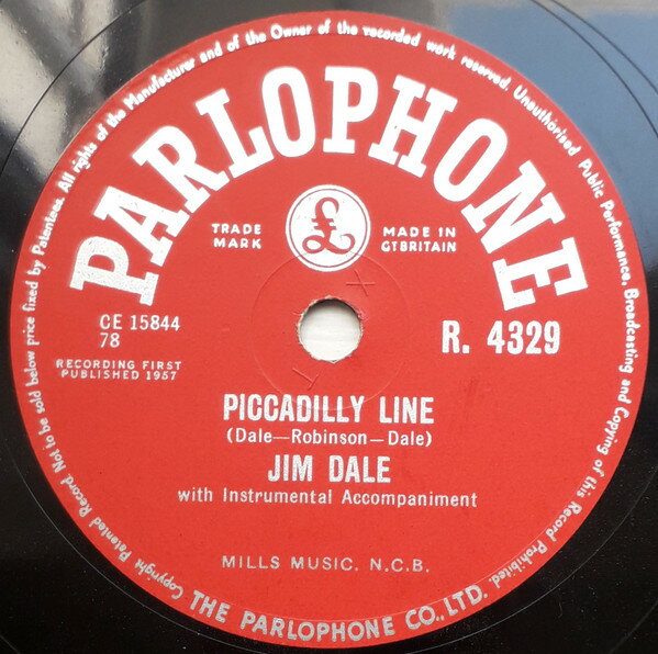・アーティスト Jim Dale ・タイトル Piccadilly Line / I Didn't M It ・レーベル・型番 PARLOPHONE R4329 ・フォーマット 78回転SP盤レコード ・コンディション(盤) 良い (VG+) ・コンディション(ジャケット) 良い (VG+) ・コンディション(帯) オビなし ・特記事項 【※再生コンディションによる返品不可】 サンプル画像です。実際の商品の画像ではありません 商品写真はバーコード/カタログ番号に対応したサンプル画像ですので、お送りする商品の画像ではありません。帯やライナーなどの付属品は、特記事項に記載されている場合のみ含まれます。プロモやカラーレコードなどの仕様についても、該当する場合のみ特記事項に記載しています。 【ご購入前に必ずご確認ください】 ・本店サイト(www.recordcity.jp)とは価格、送料が違います ・本店サイト、その他支店のオーダーとは同梱発送できません ・注文確定後に別の注文を頂いた場合、注文同士の同梱は致しかねます。 ・別倉庫から発送しているため、店頭受け渡しは対応しておりません ・一部商品は他の通販サイトでも販売しているため、ご注文のタイミングによっては商品のご用意ができない場合がございます。 ・土日祝日はお休みです 金曜・祝前日9時以降のご連絡またはご入金は、返答または発送が週明け・祝日明けに順次対応となります。 ・ご購入後のキャンセル不可 ご購入後のキャンセルはいかなる理由においてもお受けできません。ご了承の上、ご購入くださいませ。 ・日本郵便(ゆうパック/ゆうメール)によるお届けになります。 ・中古品であることをご理解ください 当ストアでは中古商品を主に販売しております。中古品であることをご理解の上ご購入ください。また、一部商品はRecordCityオンラインストアで試聴可能です。 ・返品について お客様のご都合による返品は一切承っておりません。 表記の内容と実際の商品に相違がある場合、また針飛び等で返品・返金をご希望される場合は、商品の到着後1週間以内にご連絡ください。商品の返送をこちらで確認後、キャンセル・返金を行います。 コンディションVG以下の商品は返品できません。プレイに影響のない表面のこすれ傷、プレス起因のノイズ盤は返品の対象外です。 【コンディション表記】 ・ほぼ新品(M-)(Like New) 完全な新品。未使用。当店ではほぼ使用しません ・非常に良い(EX)(Excellent) 中古盤として美品な状態。わずかな経年を感じるものの傷みを感じさせない、当店基準で最高の状態 ・良い(VG+)(Very Good Plus) 丁寧に扱われた中古品で、軽い使用感がみられる。 ・可(VG)(Acceptable) 使い込まれた中古品で、「良い」よりもさらに使用感がみられる。 ・悪い(VG-)(Bad) 状態が悪いアイテム。使用の保障はなく、再生不可、針飛び、目立つノイズがあるかもしれない。状態によるクレーム不可。返品不可。 ・非常に悪い(G)(Very Bad) 「悪い」よりさらに状態が悪いアイテム。使用の保障はなく、再生不可、針飛び、目立つノイズがあるかもしれない。状態によるクレーム不可。返品不可。 ・ジャンク(Fair)(Junk/Fair) 割れている、反っている、水ダメージがある、カビ、ジャケットが分離している、ひどい書き込み、ひどい擦れなど最低の状態。使用の保障はなく、再生不可、針飛び、目立つノイズがあるかもしれない。状態によるクレーム不可。返品不可。 ・ジャンク(Poor)(Junk/Poor) 割れている、反っている、水ダメージがある、カビ、ジャケットが分離している、ひどい書き込み、ひどい擦れなど最低の状態。使用の保障はなく、再生不可、針飛び、目立つノイズがあるかもしれない。状態によるクレーム不可。返品不可。