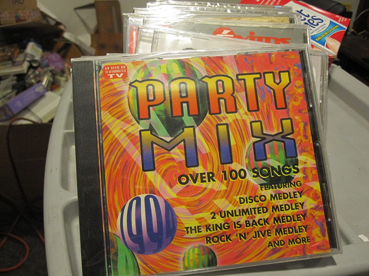 ・アーティスト Various ・タイトル Party Mix 1994 ・レーベル Quality Music (2) QRSPD1213 ・フォーマット CD ・コンディション(盤) 非常に良い(EX) ・コンディション(ジャケット) ・コンディション(帯) オビなし ・特記事項 サンプル画像です。実際の商品の画像ではありません 商品写真はバーコード/カタログ番号に対応したサンプル画像ですので、お送りする商品の画像ではありません。帯やライナーなどの付属品は、特記事項に記載されている場合のみ含まれます。プロモやカラーレコードなどの仕様についても、該当する場合のみ特記事項に記載しています。 【ご購入前に必ずご確認ください】 ・本店サイト(www.recordcity.jp)とは価格、送料が違います ・本店サイト、その他支店のオーダーとは同梱発送できません ・別倉庫から発送しているため、店頭受け渡しは対応しておりません ・一部商品は他の通販サイトでも販売しているため、ご注文のタイミングによっては商品のご用意ができない場合がございます。 ・土日祝日はお休みです 金曜・祝前日9時以降のご連絡またはご入金は、返答または発送が週明け・祝日明けに順次対応となります。 ・ご購入後のキャンセル不可 ご購入後のキャンセルはいかなる理由においてもお受けできません。ご了承の上、ご購入くださいませ。 ・日本郵便(ゆうパック/ゆうメール)によるお届けになります。 ・中古品であることをご理解ください 当ストアではお客様よりお譲りいただいた中古商品を主に販売しております。中古品であることをご理解の上ご購入ください。また、一部商品はRecordCityオンラインストアで試聴可能です。 ・返品について お客様のご都合による返品は一切承っておりません。 表記の内容と実際の商品に相違がある場合、また針飛び等で返品・返金をご希望される場合は、商品の到着後1週間以内にご連絡ください。商品の返送をこちらで確認後、キャンセル・返金を行います。 コンディションVG以下の商品は返品できません。プレイに影響のない表面のこすれ傷、プレス起因のノイズ盤は返品の対象外です。 【コンディション表記】 ・ほぼ新品(M-)(Like New) 完全な新品。未使用。当店ではほぼ使用しません ・非常に良い(EX)(Excellent) 中古盤として美品な状態。わずかな経年を感じるものの傷みを感じさせない、当店基準で最高の状態 ・良い(VG+)(Very Good Plus) 丁寧に扱われた中古品で、軽い使用感がみられる。 ・可(VG)(Acceptable) 使い込まれた中古品で、「良い」よりもさらに使用感がみられる。 ・悪い(VG-)(Bad) 状態が悪いアイテム。使用の保障はなく、再生不可、針飛び、目立つノイズがあるかもしれない。状態によるクレーム不可。返品不可。 ・非常に悪い(G)(Very Bad) 「悪い」よりさらに状態が悪いアイテム。使用の保障はなく、再生不可、針飛び、目立つノイズがあるかもしれない。状態によるクレーム不可。返品不可。 ・ジャンク(Fair)(Junk/Fair) 割れている、反っている、水ダメージがある、カビ、ジャケットが分離している、ひどい書き込み、ひどい擦れなど最低の状態。使用の保障はなく、再生不可、針飛び、目立つノイズがあるかもしれない。状態によるクレーム不可。返品不可。 ・ジャンク(Poor)(Junk/Poor) 割れている、反っている、水ダメージがある、カビ、ジャケットが分離している、ひどい書き込み、ひどい擦れなど最低の状態。使用の保障はなく、再生不可、針飛び、目立つノイズがあるかもしれない。状態によるクレーム不可。返品不可。
