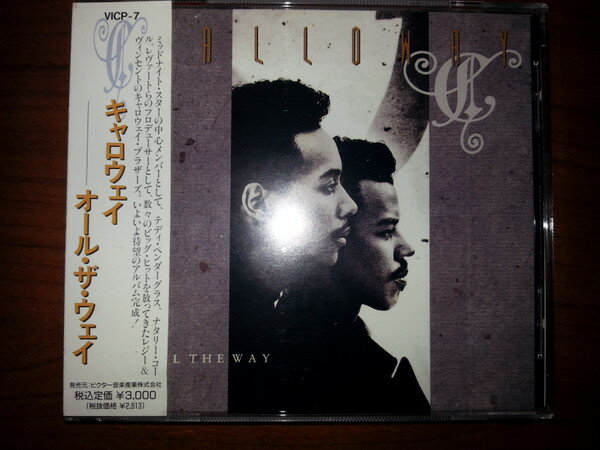 ・アーティスト Calloway ・タイトル All The Way ・レーベル・型番 Solar VICP7 ・フォーマット CD ・コンディション(盤) 可 (VG) ・コンディション(ジャケット) ・コンディション(帯) オビなし ・特記事項 【ケースにシール】【レンタル落ち】 サンプル画像です。実際の商品の画像ではありません 商品写真はバーコード/カタログ番号に対応したサンプル画像ですので、お送りする商品の画像ではありません。帯やライナーなどの付属品は、特記事項に記載されている場合のみ含まれます。プロモやカラーレコードなどの仕様についても、該当する場合のみ特記事項に記載しています。 【ご購入前に必ずご確認ください】 ・本店サイト(www.recordcity.jp)とは価格、送料が違います ・本店サイト、その他支店のオーダーとは同梱発送できません ・注文確定後に別の注文を頂いた場合、注文同士の同梱は致しかねます。 ・別倉庫から発送しているため、店頭受け渡しは対応しておりません ・一部商品は他の通販サイトでも販売しているため、ご注文のタイミングによっては商品のご用意ができない場合がございます。 ・土日祝日はお休みです 金曜・祝前日9時以降のご連絡またはご入金は、返答または発送が週明け・祝日明けに順次対応となります。 ・ご購入後のキャンセル不可 ご購入後のキャンセルはいかなる理由においてもお受けできません。ご了承の上、ご購入くださいませ。 ・日本郵便(ゆうパック/ゆうメール)によるお届けになります。 ・中古品であることをご理解ください 当ストアでは中古商品を主に販売しております。中古品であることをご理解の上ご購入ください。また、一部商品はRecordCityオンラインストアで試聴可能です。 ・返品について お客様のご都合による返品は一切承っておりません。 表記の内容と実際の商品に相違がある場合、また針飛び等で返品・返金をご希望される場合は、商品の到着後1週間以内にご連絡ください。商品の返送をこちらで確認後、キャンセル・返金を行います。 コンディションVG以下の商品は返品できません。プレイに影響のない表面のこすれ傷、プレス起因のノイズ盤は返品の対象外です。 【コンディション表記】 ・ほぼ新品(M-)(Like New) 完全な新品。未使用。当店ではほぼ使用しません ・非常に良い(EX)(Excellent) 中古盤として美品な状態。わずかな経年を感じるものの傷みを感じさせない、当店基準で最高の状態 ・良い(VG+)(Very Good Plus) 丁寧に扱われた中古品で、軽い使用感がみられる。 ・可(VG)(Acceptable) 使い込まれた中古品で、「良い」よりもさらに使用感がみられる。 ・悪い(VG-)(Bad) 状態が悪いアイテム。使用の保障はなく、再生不可、針飛び、目立つノイズがあるかもしれない。状態によるクレーム不可。返品不可。 ・非常に悪い(G)(Very Bad) 「悪い」よりさらに状態が悪いアイテム。使用の保障はなく、再生不可、針飛び、目立つノイズがあるかもしれない。状態によるクレーム不可。返品不可。 ・ジャンク(Fair)(Junk/Fair) 割れている、反っている、水ダメージがある、カビ、ジャケットが分離している、ひどい書き込み、ひどい擦れなど最低の状態。使用の保障はなく、再生不可、針飛び、目立つノイズがあるかもしれない。状態によるクレーム不可。返品不可。 ・ジャンク(Poor)(Junk/Poor) 割れている、反っている、水ダメージがある、カビ、ジャケットが分離している、ひどい書き込み、ひどい擦れなど最低の状態。使用の保障はなく、再生不可、針飛び、目立つノイズがあるかもしれない。状態によるクレーム不可。返品不可。