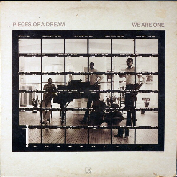 ・アーティスト Pieces Of A Dream ・タイトル We Are One ・レーベル・型番 ELEKTRA 601421 ・フォーマット LPレコード ・コンディション(盤) 非常に良い(EX) ・コンディション(ジャケット) 良い (VG+) ・コンディション(帯) オビなし ・特記事項 【カバーにシール付着】 サンプル画像です。実際の商品の画像ではありません 商品写真はバーコード/カタログ番号に対応したサンプル画像ですので、お送りする商品の画像ではありません。帯やライナーなどの付属品は、特記事項に記載されている場合のみ含まれます。プロモやカラーレコードなどの仕様についても、該当する場合のみ特記事項に記載しています。 【ご購入前に必ずご確認ください】 ・本店サイト(www.recordcity.jp)とは価格、送料が違います ・本店サイト、その他支店のオーダーとは同梱発送できません ・注文確定後に別の注文を頂いた場合、注文同士の同梱は致しかねます。 ・別倉庫から発送しているため、店頭受け渡しは対応しておりません ・一部商品は他の通販サイトでも販売しているため、ご注文のタイミングによっては商品のご用意ができない場合がございます。 ・土日祝日はお休みです 金曜・祝前日9時以降のご連絡またはご入金は、返答または発送が週明け・祝日明けに順次対応となります。 ・ご購入後のキャンセル不可 ご購入後のキャンセルはいかなる理由においてもお受けできません。ご了承の上、ご購入くださいませ。 ・日本郵便(ゆうパック/ゆうメール)によるお届けになります。 ・中古品であることをご理解ください 当ストアでは中古商品を主に販売しております。中古品であることをご理解の上ご購入ください。また、一部商品はRecordCityオンラインストアで試聴可能です。 ・返品について お客様のご都合による返品は一切承っておりません。 表記の内容と実際の商品に相違がある場合、また針飛び等で返品・返金をご希望される場合は、商品の到着後1週間以内にご連絡ください。商品の返送をこちらで確認後、キャンセル・返金を行います。 コンディションVG以下の商品は返品できません。プレイに影響のない表面のこすれ傷、プレス起因のノイズ盤は返品の対象外です。 【コンディション表記】 ・ほぼ新品(M-)(Like New) 完全な新品。未使用。当店ではほぼ使用しません ・非常に良い(EX)(Excellent) 中古盤として美品な状態。わずかな経年を感じるものの傷みを感じさせない、当店基準で最高の状態 ・良い(VG+)(Very Good Plus) 丁寧に扱われた中古品で、軽い使用感がみられる。 ・可(VG)(Acceptable) 使い込まれた中古品で、「良い」よりもさらに使用感がみられる。 ・悪い(VG-)(Bad) 状態が悪いアイテム。使用の保障はなく、再生不可、針飛び、目立つノイズがあるかもしれない。状態によるクレーム不可。返品不可。 ・非常に悪い(G)(Very Bad) 「悪い」よりさらに状態が悪いアイテム。使用の保障はなく、再生不可、針飛び、目立つノイズがあるかもしれない。状態によるクレーム不可。返品不可。 ・ジャンク(Fair)(Junk/Fair) 割れている、反っている、水ダメージがある、カビ、ジャケットが分離している、ひどい書き込み、ひどい擦れなど最低の状態。使用の保障はなく、再生不可、針飛び、目立つノイズがあるかもしれない。状態によるクレーム不可。返品不可。 ・ジャンク(Poor)(Junk/Poor) 割れている、反っている、水ダメージがある、カビ、ジャケットが分離している、ひどい書き込み、ひどい擦れなど最低の状態。使用の保障はなく、再生不可、針飛び、目立つノイズがあるかもしれない。状態によるクレーム不可。返品不可。