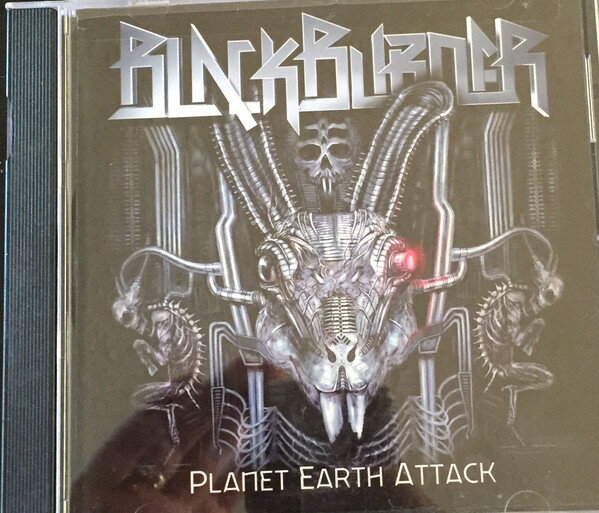 ・アーティスト Blackburner ・タイトル Planet Earth Attack ・レーベル・型番 Hypnotic CLP92602 ・フォーマット CD ・コンディション(盤) 良い (VG+) ・コンディション(ジャケット) ・コンディション(帯) オビなし ・特記事項 【ケース汚れ】 サンプル画像です。実際の商品の画像ではありません 商品写真はバーコード/カタログ番号に対応したサンプル画像ですので、お送りする商品の画像ではありません。帯やライナーなどの付属品は、特記事項に記載されている場合のみ含まれます。プロモやカラーレコードなどの仕様についても、該当する場合のみ特記事項に記載しています。 【ご購入前に必ずご確認ください】 ・本店サイト(www.recordcity.jp)とは価格、送料が違います ・本店サイト、その他支店のオーダーとは同梱発送できません ・注文確定後に別の注文を頂いた場合、注文同士の同梱は致しかねます。 ・別倉庫から発送しているため、店頭受け渡しは対応しておりません ・一部商品は他の通販サイトでも販売しているため、ご注文のタイミングによっては商品のご用意ができない場合がございます。 ・土日祝日はお休みです 金曜・祝前日9時以降のご連絡またはご入金は、返答または発送が週明け・祝日明けに順次対応となります。 ・ご購入後のキャンセル不可 ご購入後のキャンセルはいかなる理由においてもお受けできません。ご了承の上、ご購入くださいませ。 ・日本郵便(ゆうパック/ゆうメール)によるお届けになります。 ・中古品であることをご理解ください 当ストアでは中古商品を主に販売しております。中古品であることをご理解の上ご購入ください。また、一部商品はRecordCityオンラインストアで試聴可能です。 ・返品について お客様のご都合による返品は一切承っておりません。 表記の内容と実際の商品に相違がある場合、また針飛び等で返品・返金をご希望される場合は、商品の到着後1週間以内にご連絡ください。商品の返送をこちらで確認後、キャンセル・返金を行います。 コンディションVG以下の商品は返品できません。プレイに影響のない表面のこすれ傷、プレス起因のノイズ盤は返品の対象外です。 【コンディション表記】 ・ほぼ新品(M-)(Like New) 完全な新品。未使用。当店ではほぼ使用しません ・非常に良い(EX)(Excellent) 中古盤として美品な状態。わずかな経年を感じるものの傷みを感じさせない、当店基準で最高の状態 ・良い(VG+)(Very Good Plus) 丁寧に扱われた中古品で、軽い使用感がみられる。 ・可(VG)(Acceptable) 使い込まれた中古品で、「良い」よりもさらに使用感がみられる。 ・悪い(VG-)(Bad) 状態が悪いアイテム。使用の保障はなく、再生不可、針飛び、目立つノイズがあるかもしれない。状態によるクレーム不可。返品不可。 ・非常に悪い(G)(Very Bad) 「悪い」よりさらに状態が悪いアイテム。使用の保障はなく、再生不可、針飛び、目立つノイズがあるかもしれない。状態によるクレーム不可。返品不可。 ・ジャンク(Fair)(Junk/Fair) 割れている、反っている、水ダメージがある、カビ、ジャケットが分離している、ひどい書き込み、ひどい擦れなど最低の状態。使用の保障はなく、再生不可、針飛び、目立つノイズがあるかもしれない。状態によるクレーム不可。返品不可。 ・ジャンク(Poor)(Junk/Poor) 割れている、反っている、水ダメージがある、カビ、ジャケットが分離している、ひどい書き込み、ひどい擦れなど最低の状態。使用の保障はなく、再生不可、針飛び、目立つノイズがあるかもしれない。状態によるクレーム不可。返品不可。